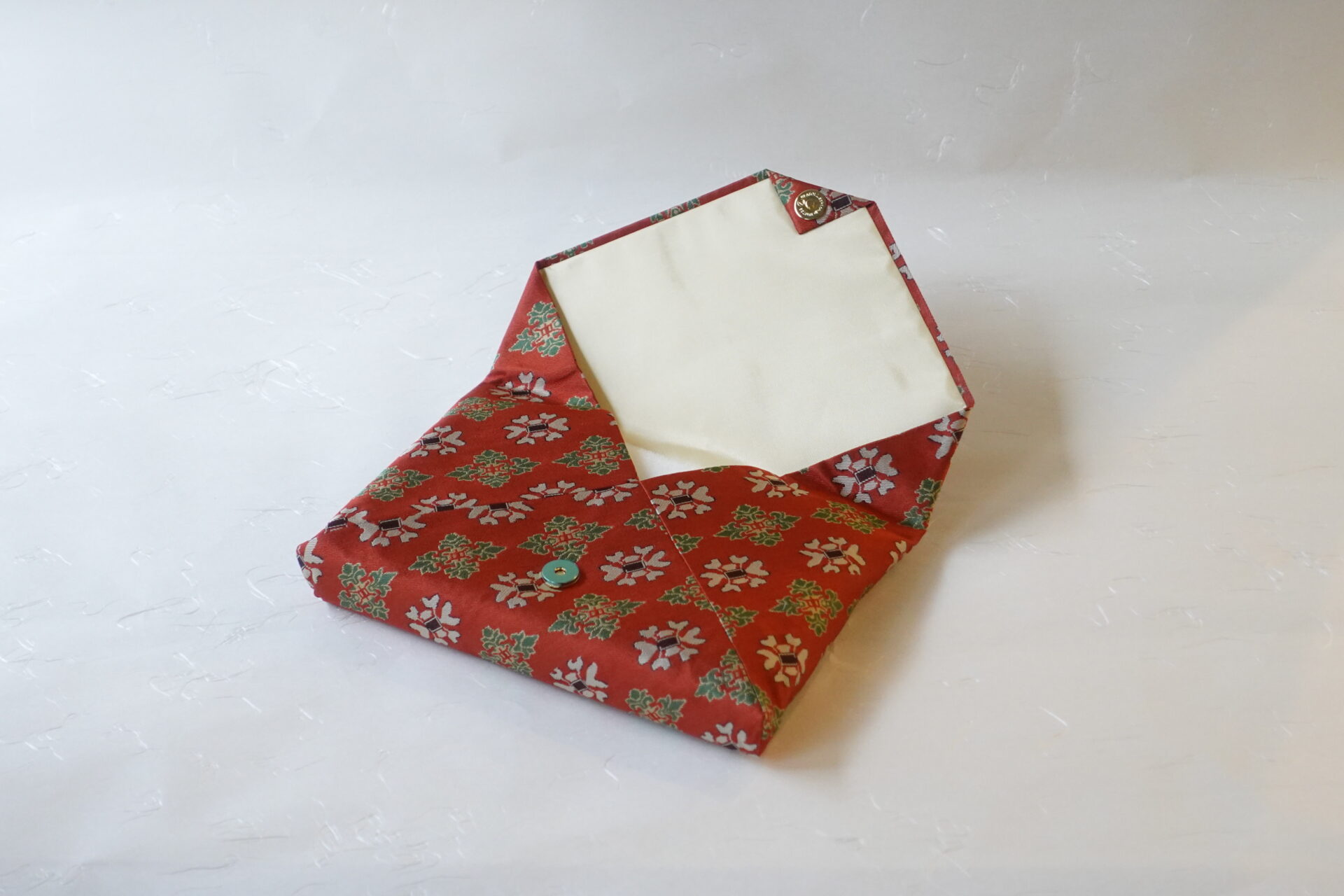 茶道 茶の湯 茶道具 日本製 正絹 数寄屋袋 和装 天平双華文錦 正倉院宝物 格調ある文様 美濃焼 鉄瓶 陶器 漆 漆器 有田焼 金継ぎ 焼き物 食器 陶磁器 伝統工芸品 茶碗 工芸品 九谷焼 南部鉄器 陶芸 陶器市 岐阜 焼き物 磁器 瀬戸物 岐阜県 岐阜市 美殿町６−番地 小林漆陶 漆塗り器 織部焼 小林漆器 箸 金継ぎ お香 食器 茶道具 陶器 美濃焼専門店 お皿 ceramics ih pottery うつわ うつわ屋 お皿屋さん お茶 お茶碗 お箸 かまど この辺に陶器屋さんってあります とうきいち やきもの ガラス工房 ギフト　ギフトショップ マグカップ モダン焼物 レンジできる陶器 切子 南部鉄器 どこ　岐阜市南部鉄器販売店 南部鉄器購入 岐阜県器屋 土鍋 岐阜小洒落たお皿 お椀が出る店 器 塗り物 漆塗り 陶器屋さん 食器屋さん お椀 ひのき 岐阜城周辺茶道具 販売陶器 販売陶器屋さん 陶器店 漆器店 岐阜有名な器屋さん 岐阜県食器売ってるところ 岐阜駅 陶器工芸品店 徳利 売ってる店 急須販売 扇子 抹茶 掛け軸 修復 日本陶瓷 漆器 木の食器 樺細工 江戸切子 食器 漆の器 漆器 うるし 漆器店 漆塗 漆椀 火鉢 灰 美殿町商店街 美濃焼ショップ 岐阜市 湯呑み お店 付近 美濃焼き専門店 美濃焼販売 花瓶 茶器 オンライン輪島塗 なつめ 店近くのガラス屋さん 近くの陶器屋さん 酒器 ガラス 金継ぎ依頼 岐阜鉄器鉄瓶 取扱店 Japanese 陶器 修理 陶器専門店 陶器小売店 岐阜陶器屋 陶器店 陶磁器 陶磁器専門店 陶芸家 おすすめ お店 岐阜食洗機対応 漆椀 Gifu JapanesetablewareJapanesecrafts Japaneseceramics Japanesepottery Handcrafted TraditionalCrafts Japaneseculture Traditionalart Japaneseteautensils TeaCeremony Japaneselacquerware 棗 お茶道具セット 近くの茶道具店 荒目板 茶道具の扱い方 一閑茶張り 茶道具一式 糸巻棚 裏千家入門セット 薄板 歌花筒 茶道具通販 裏千家 円座 干支扇子 オンラインショップ 茶道具オンライン 茶道稽古セット 表千家茶道具 お抹茶セット 釜 かいし 懐紙 菓子器 懐紙入れ 皆具 官休庵 黒文字 桑小卓 黒茶碗 黒柿 建水 結界 携帯用茶道具 稽古用茶道具 香合 香炉 茶通箱 初心者セット 仕覆 茶道具収納箱 敷板 杓立て すいはつ 数寄屋袋 透木釜 数茶碗 炭斗 水滴 すいはつ 茶道具専門店