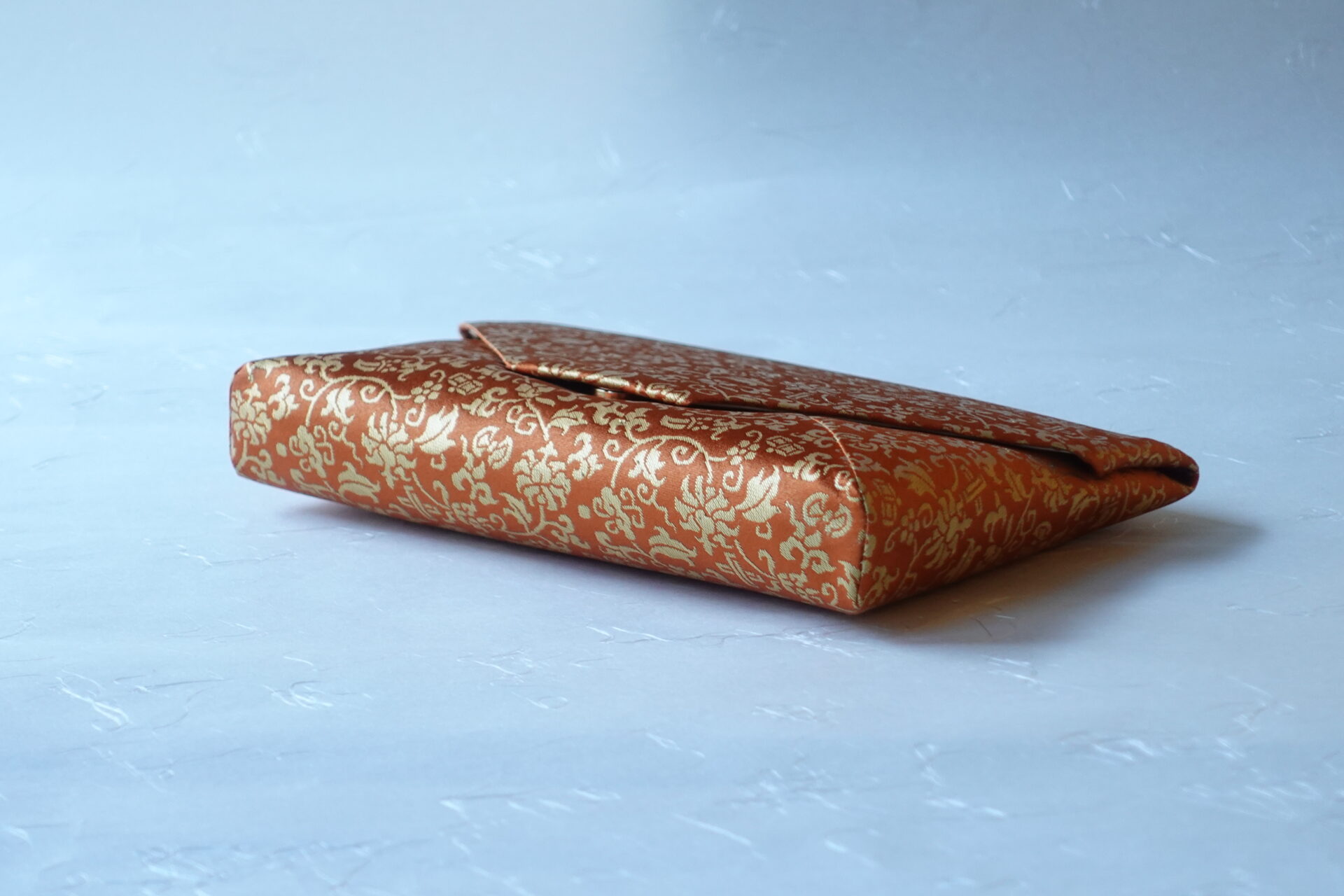 茶道 茶の湯 茶道具 日本製 正絹 数寄屋袋 袋物 和装 ハンドバッグ 和服 大黒屋金襴 一重蔓小牡丹唐草文 宝尽し文 豪華 美濃焼 鉄瓶 陶器 漆 漆器 有田焼 金継ぎ 焼き物 食器 陶磁器 伝統工芸品 茶碗 工芸品 九谷焼 南部鉄器 陶芸 陶器市 岐阜 焼き物 磁器 瀬戸物 岐阜県 岐阜市 美殿町６−番地 小林漆陶 漆塗り器 織部焼 小林漆器 箸 金継ぎ お香 食器 茶道具 陶器 美濃焼専門店 お皿 ceramics ih pottery うつわ うつわ屋 お皿屋さん お茶 お茶碗 お箸 かまど この辺に陶器屋さんってあります とうきいち やきもの ガラス工房 ギフト　ギフトショップ マグカップ モダン焼物 レンジできる陶器 切子 南部鉄器 どこ　岐阜市南部鉄器販売店 南部鉄器購入 岐阜県器屋 土鍋 岐阜小洒落たお皿 お椀が出る店 器 塗り物 漆塗り 陶器屋さん 食器屋さん お椀 ひのき 岐阜城周辺茶道具 販売陶器 販売陶器屋さん 陶器店 漆器店 岐阜有名な器屋さん 岐阜県食器売ってるところ 岐阜駅 陶器工芸品店 徳利 売ってる店 急須販売 扇子 抹茶 掛け軸 修復 日本陶瓷 漆器 木の食器 樺細工 江戸切子 食器 漆の器 漆器 うるし 漆器店 漆塗 漆椀 火鉢 灰 美殿町商店街 美濃焼ショップ 岐阜市 湯呑み お店 付近 美濃焼き専門店 美濃焼販売 花瓶 茶器 オンライン輪島塗 なつめ 店近くのガラス屋さん 近くの陶器屋さん 酒器 ガラス 金継ぎ依頼 岐阜鉄器鉄瓶 取扱店 Japanese 陶器 修理 陶器専門店 陶器小売店 岐阜陶器屋 陶器店 陶磁器 陶磁器専門店 陶芸家 おすすめ お店 岐阜食洗機対応 漆椀 Gifu JapanesetablewareJapanesecrafts Japaneseceramics Japanesepottery Handcrafted TraditionalCrafts Japaneseculture Traditionalart Japaneseteautensils TeaCeremony Japaneselacquerware 棗 お茶道具セット 近くの茶道具店 荒目板 茶道具の扱い方 一閑茶張り 茶道具一式 糸巻棚 裏千家入門セット 薄板 歌花筒 茶道具通販 裏千家 円座 干支扇子 オンラインショップ 茶道具オンライン 茶道稽古セット 表千家茶道具 お抹茶セット 釜 かいし 懐紙 菓子器 懐紙入れ 皆具 官休庵 黒文字 桑小卓 黒茶碗 黒柿 建水 結界 携帯用茶道具 稽古用茶道具 香合 香炉 茶通箱 初心者セット 仕覆 茶道具収納箱 敷板 杓立て すいはつ 数寄屋袋 透木釜 数茶碗 炭斗 水滴 すいはつ 茶道具専門店