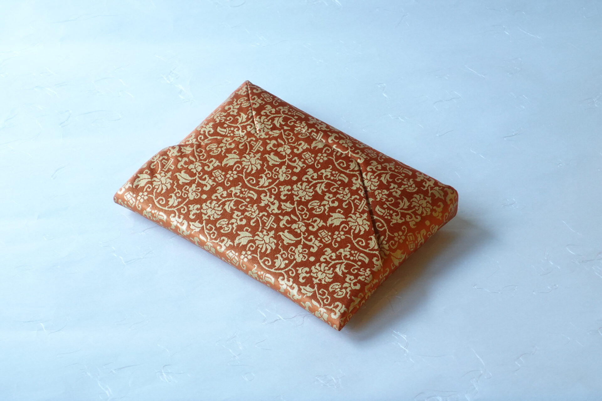 茶道 茶の湯 茶道具 日本製 正絹 数寄屋袋 袋物 和装 ハンドバッグ 和服 大黒屋金襴 一重蔓小牡丹唐草文 宝尽し文 豪華 美濃焼 鉄瓶 陶器 漆 漆器 有田焼 金継ぎ 焼き物 食器 陶磁器 伝統工芸品 茶碗 工芸品 九谷焼 南部鉄器 陶芸 陶器市 岐阜 焼き物 磁器 瀬戸物 岐阜県 岐阜市 美殿町６−番地 小林漆陶 漆塗り器 織部焼 小林漆器 箸 金継ぎ お香 食器 茶道具 陶器 美濃焼専門店 お皿 ceramics ih pottery うつわ うつわ屋 お皿屋さん お茶 お茶碗 お箸 かまど この辺に陶器屋さんってあります とうきいち やきもの ガラス工房 ギフト　ギフトショップ マグカップ モダン焼物 レンジできる陶器 切子 南部鉄器 どこ　岐阜市南部鉄器販売店 南部鉄器購入 岐阜県器屋 土鍋 岐阜小洒落たお皿 お椀が出る店 器 塗り物 漆塗り 陶器屋さん 食器屋さん お椀 ひのき 岐阜城周辺茶道具 販売陶器 販売陶器屋さん 陶器店 漆器店 岐阜有名な器屋さん 岐阜県食器売ってるところ 岐阜駅 陶器工芸品店 徳利 売ってる店 急須販売 扇子 抹茶 掛け軸 修復 日本陶瓷 漆器 木の食器 樺細工 江戸切子 食器 漆の器 漆器 うるし 漆器店 漆塗 漆椀 火鉢 灰 美殿町商店街 美濃焼ショップ 岐阜市 湯呑み お店 付近 美濃焼き専門店 美濃焼販売 花瓶 茶器 オンライン輪島塗 なつめ 店近くのガラス屋さん 近くの陶器屋さん 酒器 ガラス 金継ぎ依頼 岐阜鉄器鉄瓶 取扱店 Japanese 陶器 修理 陶器専門店 陶器小売店 岐阜陶器屋 陶器店 陶磁器 陶磁器専門店 陶芸家 おすすめ お店 岐阜食洗機対応 漆椀 Gifu JapanesetablewareJapanesecrafts Japaneseceramics Japanesepottery Handcrafted TraditionalCrafts Japaneseculture Traditionalart Japaneseteautensils TeaCeremony Japaneselacquerware 棗 お茶道具セット 近くの茶道具店 荒目板 茶道具の扱い方 一閑茶張り 茶道具一式 糸巻棚 裏千家入門セット 薄板 歌花筒 茶道具通販 裏千家 円座 干支扇子 オンラインショップ 茶道具オンライン 茶道稽古セット 表千家茶道具 お抹茶セット 釜 かいし 懐紙 菓子器 懐紙入れ 皆具 官休庵 黒文字 桑小卓 黒茶碗 黒柿 建水 結界 携帯用茶道具 稽古用茶道具 香合 香炉 茶通箱 初心者セット 仕覆 茶道具収納箱 敷板 杓立て すいはつ 数寄屋袋 透木釜 数茶碗 炭斗 水滴 すいはつ 茶道具専門店