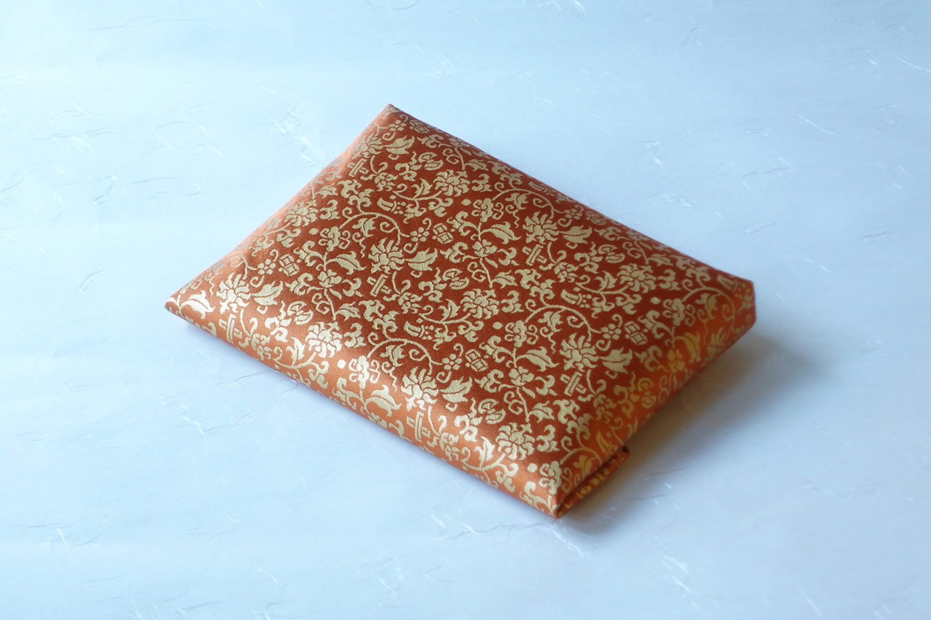 茶道 茶の湯 茶道具 日本製 正絹 数寄屋袋 袋物 和装 ハンドバッグ 和服 大黒屋金襴 一重蔓小牡丹唐草文 宝尽し文 豪華 美濃焼 鉄瓶 陶器 漆 漆器 有田焼 金継ぎ 焼き物 食器 陶磁器 伝統工芸品 茶碗 工芸品 九谷焼 南部鉄器 陶芸 陶器市 岐阜 焼き物 磁器 瀬戸物 岐阜県 岐阜市 美殿町６−番地 小林漆陶 漆塗り器 織部焼 小林漆器 箸 金継ぎ お香 食器 茶道具 陶器 美濃焼専門店 お皿 ceramics ih pottery うつわ うつわ屋 お皿屋さん お茶 お茶碗 お箸 かまど この辺に陶器屋さんってあります とうきいち やきもの ガラス工房 ギフト　ギフトショップ マグカップ モダン焼物 レンジできる陶器 切子 南部鉄器 どこ　岐阜市南部鉄器販売店 南部鉄器購入 岐阜県器屋 土鍋 岐阜小洒落たお皿 お椀が出る店 器 塗り物 漆塗り 陶器屋さん 食器屋さん お椀 ひのき 岐阜城周辺茶道具 販売陶器 販売陶器屋さん 陶器店 漆器店 岐阜有名な器屋さん 岐阜県食器売ってるところ 岐阜駅 陶器工芸品店 徳利 売ってる店 急須販売 扇子 抹茶 掛け軸 修復 日本陶瓷 漆器 木の食器 樺細工 江戸切子 食器 漆の器 漆器 うるし 漆器店 漆塗 漆椀 火鉢 灰 美殿町商店街 美濃焼ショップ 岐阜市 湯呑み お店 付近 美濃焼き専門店 美濃焼販売 花瓶 茶器 オンライン輪島塗 なつめ 店近くのガラス屋さん 近くの陶器屋さん 酒器 ガラス 金継ぎ依頼 岐阜鉄器鉄瓶 取扱店 Japanese 陶器 修理 陶器専門店 陶器小売店 岐阜陶器屋 陶器店 陶磁器 陶磁器専門店 陶芸家 おすすめ お店 岐阜食洗機対応 漆椀 Gifu JapanesetablewareJapanesecrafts Japaneseceramics Japanesepottery Handcrafted TraditionalCrafts Japaneseculture Traditionalart Japaneseteautensils TeaCeremony Japaneselacquerware 棗 お茶道具セット 近くの茶道具店 荒目板 茶道具の扱い方 一閑茶張り 茶道具一式 糸巻棚 裏千家入門セット 薄板 歌花筒 茶道具通販 裏千家 円座 干支扇子 オンラインショップ 茶道具オンライン 茶道稽古セット 表千家茶道具 お抹茶セット 釜 かいし 懐紙 菓子器 懐紙入れ 皆具 官休庵 黒文字 桑小卓 黒茶碗 黒柿 建水 結界 携帯用茶道具 稽古用茶道具 香合 香炉 茶通箱 初心者セット 仕覆 茶道具収納箱 敷板 杓立て すいはつ 数寄屋袋 透木釜 数茶碗 炭斗 水滴 すいはつ 茶道具専門店