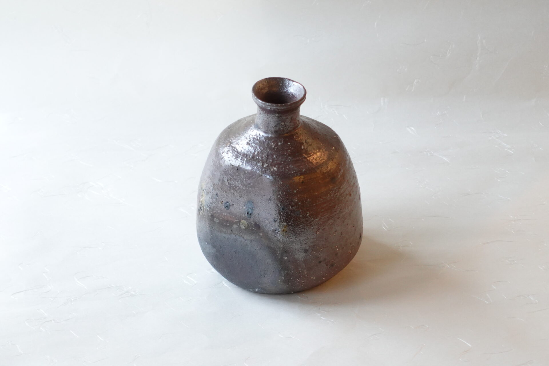 陶器 信楽焼 瑞峰 手づくり 花入 ろくろ成形 扁壺 へんこ ろくろ目 荒々しい 土もの 趣深い 窯変 どっしり 存在感 花器 映える 少しの花 活けやすい 使いやすい 花を引き立てる 飽きが来にくい 永く使える 美濃焼 鉄瓶 陶器 漆 漆器 有田焼 金継ぎ 焼き物 食器 陶磁器 伝統工芸品 茶碗 工芸品 九谷焼 南部鉄器 陶芸 陶器市 岐阜 焼き物 磁器 瀬戸物 岐阜県 岐阜市 美殿町６−番地 小林漆陶 漆塗り器 織部焼 小林漆器 箸 金継ぎ お香 食器 茶道具 陶器 美濃焼専門店 お皿 ceramics ih pottery うつわ うつわ屋 お皿屋さん お茶 お茶碗 お箸 かまど この辺に陶器屋さんってあります とうきいち やきもの ガラス工房 ギフト　ギフトショップ マグカップ モダン焼物 レンジできる陶器 切子 南部鉄器 どこ　岐阜市南部鉄器販売店 南部鉄器購入 岐阜県器屋 土鍋 岐阜小洒落たお皿 お椀が出る店 器 塗り物 漆塗り 陶器屋さん 食器屋さん お椀 ひのき 岐阜城周辺茶道具 販売陶器 販売陶器屋さん 陶器店 漆器店 岐阜有名な器屋さん 岐阜県食器売ってるところ 岐阜駅 陶器工芸品店 徳利 売ってる店 急須販売 扇子 抹茶 掛け軸 修復 日本陶瓷 漆器 木の食器 樺細工 江戸切子 食器 漆の器 漆器 うるし 漆器店 漆塗 漆椀 火鉢 灰 美殿町商店街 美濃焼ショップ 岐阜市 湯呑み お店 付近 美濃焼き専門店 美濃焼販売 花瓶 茶器 オンライン輪島塗 なつめ 店近くのガラス屋さん 近くの陶器屋さん 酒器 ガラス 金継ぎ依頼 岐阜鉄器鉄瓶 取扱店 Japanese 陶器 修理 陶器専門店 陶器小売店 岐阜陶器屋 陶器店 陶磁器 陶磁器専門店 陶芸家 おすすめ お店 岐阜食洗機対応 漆椀 Gifu JapanesetablewareJapanesecrafts Japaneseceramics Japanesepottery Handcrafted TraditionalCrafts Japaneseculture Traditionalart Japaneseteautensils TeaCeremony Japaneselacquerware インテリア 一輪挿し 入れ物 陶芸 陶芸皿 陶器いろいろ 陶器店 絵皿 絵柄 オンラインショップ 置物 おひつ オーブントースター 置物スタイリッシュ お皿 オブジェ 置物かわいい お皿陶磁器 お椀陶器 陶器欠損補修 花瓶 貫入 傘立て 陶器花 カップ 花 陶磁器 陶器金継ぎ キャニスター 器 急須 京都 金彩 九州 急須 陶芸食器 コーヒーカップ コップ 小物入れ 皿 ごはん鍋 食洗機 修理 食器 修理金継ぎ 陶器販売 瀬戸物 染付 タンブラー 耐熱陶器 茶碗 近くの陶器店 通販 土物 通販 手作り陶器 陶磁器 鍋