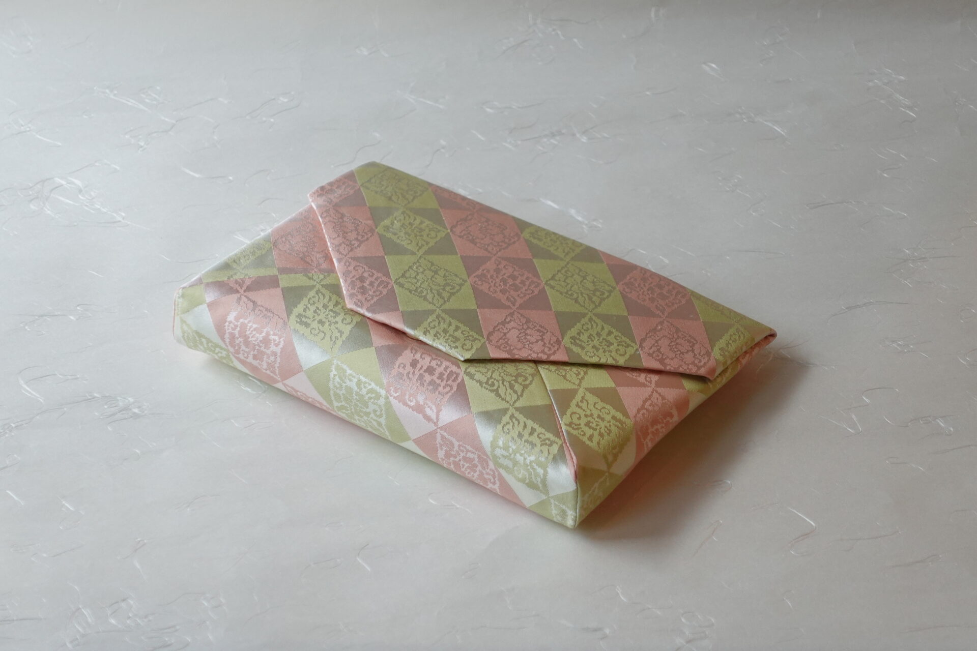 茶道 茶の湯 茶道具 日本製 正絹 数寄屋袋 すきやぶくろ 和装 萬歴緞子 ばんれきどんす 優れた織物 多彩な色 豪華な文様 石畳 菱形唐花文 美しい図柄 名物裂 美濃焼 鉄瓶 陶器 漆 漆器 有田焼 金継ぎ 焼き物 食器 陶磁器 伝統工芸品 茶碗 工芸品 九谷焼 南部鉄器 陶芸 陶器市 岐阜 焼き物 磁器 瀬戸物 岐阜県 岐阜市 美殿町６−番地 小林漆陶 漆塗り器 織部焼 小林漆器 箸 金継ぎ お香 食器 茶道具 陶器 美濃焼専門店 お皿 ceramics ih pottery うつわ うつわ屋 お皿屋さん お茶 お茶碗 お箸 かまど この辺に陶器屋さんってあります とうきいち やきもの ガラス工房 ギフト　ギフトショップ マグカップ モダン焼物 レンジできる陶器 切子 南部鉄器 どこ　岐阜市南部鉄器販売店 南部鉄器購入 岐阜県器屋 土鍋 岐阜小洒落たお皿 お椀が出る店 器 塗り物 漆塗り 陶器屋さん 食器屋さん お椀 ひのき 岐阜城周辺茶道具 販売陶器 販売陶器屋さん 陶器店 漆器店 岐阜有名な器屋さん 岐阜県食器売ってるところ 岐阜駅 陶器工芸品店 徳利 売ってる店 急須販売 扇子 抹茶 掛け軸 修復 日本陶瓷 漆器 木の食器 樺細工 江戸切子 食器 漆の器 漆器 うるし 漆器店 漆塗 漆椀 火鉢 灰 美殿町商店街 美濃焼ショップ 岐阜市 湯呑み お店 付近 美濃焼き専門店 美濃焼販売 花瓶 茶器 オンライン輪島塗 なつめ 店近くのガラス屋さん 近くの陶器屋さん 酒器 ガラス 金継ぎ依頼 岐阜鉄器鉄瓶 取扱店 Japanese 陶器 修理 陶器専門店 陶器小売店 岐阜陶器屋 陶器店 陶磁器 陶磁器専門店 陶芸家 おすすめ お店 岐阜食洗機対応 漆椀 Gifu JapanesetablewareJapanesecrafts Japaneseceramics Japanesepottery Handcrafted TraditionalCrafts Japaneseculture Traditionalart Japaneseteautensils TeaCeremony Japaneselacquerware 棗 お茶道具セット 近くの茶道具店 荒目板 茶道具の扱い方 一閑茶張り 茶道具一式 糸巻棚 裏千家入門セット 薄板 歌花筒 茶道具通販 裏千家 円座 干支扇子 オンラインショップ 茶道具オンライン 茶道稽古セット 表千家茶道具 お抹茶セット 釜 かいし 懐紙 菓子器 懐紙入れ 皆具 官休庵 黒文字 桑小卓 黒茶碗 黒柿 建水 結界 携帯用茶道具 稽古用茶道具 香合 香炉 茶通箱 初心者セット 仕覆 茶道具収納箱 敷板 杓立て すいはつ 数寄屋袋 透木釜 数茶碗 炭斗 水滴 すいはつ 茶道具専門店