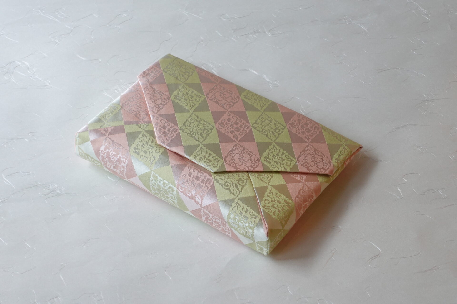 茶道 茶の湯 茶道具 日本製 正絹 数寄屋袋 すきやぶくろ 和装 萬歴緞子 ばんれきどんす 優れた織物 多彩な色 豪華な文様 石畳 菱形唐花文 美しい図柄 名物裂 美濃焼 鉄瓶 陶器 漆 漆器 有田焼 金継ぎ 焼き物 食器 陶磁器 伝統工芸品 茶碗 工芸品 九谷焼 南部鉄器 陶芸 陶器市 岐阜 焼き物 磁器 瀬戸物 岐阜県 岐阜市 美殿町６−番地 小林漆陶 漆塗り器 織部焼 小林漆器 箸 金継ぎ お香 食器 茶道具 陶器 美濃焼専門店 お皿 ceramics ih pottery うつわ うつわ屋 お皿屋さん お茶 お茶碗 お箸 かまど この辺に陶器屋さんってあります とうきいち やきもの ガラス工房 ギフト　ギフトショップ マグカップ モダン焼物 レンジできる陶器 切子 南部鉄器 どこ　岐阜市南部鉄器販売店 南部鉄器購入 岐阜県器屋 土鍋 岐阜小洒落たお皿 お椀が出る店 器 塗り物 漆塗り 陶器屋さん 食器屋さん お椀 ひのき 岐阜城周辺茶道具 販売陶器 販売陶器屋さん 陶器店 漆器店 岐阜有名な器屋さん 岐阜県食器売ってるところ 岐阜駅 陶器工芸品店 徳利 売ってる店 急須販売 扇子 抹茶 掛け軸 修復 日本陶瓷 漆器 木の食器 樺細工 江戸切子 食器 漆の器 漆器 うるし 漆器店 漆塗 漆椀 火鉢 灰 美殿町商店街 美濃焼ショップ 岐阜市 湯呑み お店 付近 美濃焼き専門店 美濃焼販売 花瓶 茶器 オンライン輪島塗 なつめ 店近くのガラス屋さん 近くの陶器屋さん 酒器 ガラス 金継ぎ依頼 岐阜鉄器鉄瓶 取扱店 Japanese 陶器 修理 陶器専門店 陶器小売店 岐阜陶器屋 陶器店 陶磁器 陶磁器専門店 陶芸家 おすすめ お店 岐阜食洗機対応 漆椀 Gifu JapanesetablewareJapanesecrafts Japaneseceramics Japanesepottery Handcrafted TraditionalCrafts Japaneseculture Traditionalart Japaneseteautensils TeaCeremony Japaneselacquerware 棗 お茶道具セット 近くの茶道具店 荒目板 茶道具の扱い方 一閑茶張り 茶道具一式 糸巻棚 裏千家入門セット 薄板 歌花筒 茶道具通販 裏千家 円座 干支扇子 オンラインショップ 茶道具オンライン 茶道稽古セット 表千家茶道具 お抹茶セット 釜 かいし 懐紙 菓子器 懐紙入れ 皆具 官休庵 黒文字 桑小卓 黒茶碗 黒柿 建水 結界 携帯用茶道具 稽古用茶道具 香合 香炉 茶通箱 初心者セット 仕覆 茶道具収納箱 敷板 杓立て すいはつ 数寄屋袋 透木釜 数茶碗 炭斗 水滴 すいはつ 茶道具専門店