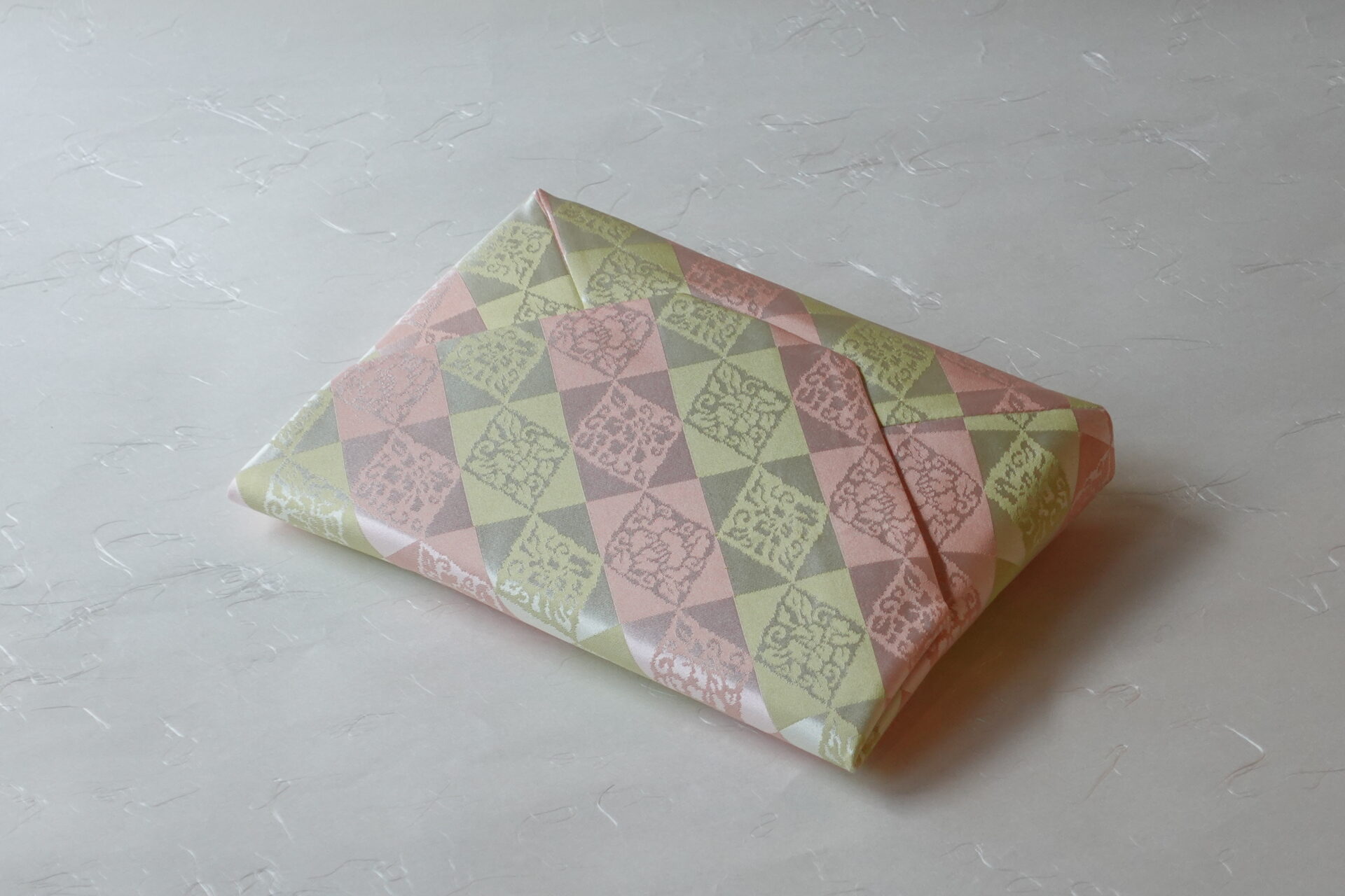 茶道 茶の湯 茶道具 日本製 正絹 数寄屋袋 すきやぶくろ 和装 萬歴緞子 ばんれきどんす 優れた織物 多彩な色 豪華な文様 石畳 菱形唐花文 美しい図柄 名物裂 美濃焼 鉄瓶 陶器 漆 漆器 有田焼 金継ぎ 焼き物 食器 陶磁器 伝統工芸品 茶碗 工芸品 九谷焼 南部鉄器 陶芸 陶器市 岐阜 焼き物 磁器 瀬戸物 岐阜県 岐阜市 美殿町６−番地 小林漆陶 漆塗り器 織部焼 小林漆器 箸 金継ぎ お香 食器 茶道具 陶器 美濃焼専門店 お皿 ceramics ih pottery うつわ うつわ屋 お皿屋さん お茶 お茶碗 お箸 かまど この辺に陶器屋さんってあります とうきいち やきもの ガラス工房 ギフト　ギフトショップ マグカップ モダン焼物 レンジできる陶器 切子 南部鉄器 どこ　岐阜市南部鉄器販売店 南部鉄器購入 岐阜県器屋 土鍋 岐阜小洒落たお皿 お椀が出る店 器 塗り物 漆塗り 陶器屋さん 食器屋さん お椀 ひのき 岐阜城周辺茶道具 販売陶器 販売陶器屋さん 陶器店 漆器店 岐阜有名な器屋さん 岐阜県食器売ってるところ 岐阜駅 陶器工芸品店 徳利 売ってる店 急須販売 扇子 抹茶 掛け軸 修復 日本陶瓷 漆器 木の食器 樺細工 江戸切子 食器 漆の器 漆器 うるし 漆器店 漆塗 漆椀 火鉢 灰 美殿町商店街 美濃焼ショップ 岐阜市 湯呑み お店 付近 美濃焼き専門店 美濃焼販売 花瓶 茶器 オンライン輪島塗 なつめ 店近くのガラス屋さん 近くの陶器屋さん 酒器 ガラス 金継ぎ依頼 岐阜鉄器鉄瓶 取扱店 Japanese 陶器 修理 陶器専門店 陶器小売店 岐阜陶器屋 陶器店 陶磁器 陶磁器専門店 陶芸家 おすすめ お店 岐阜食洗機対応 漆椀 Gifu JapanesetablewareJapanesecrafts Japaneseceramics Japanesepottery Handcrafted TraditionalCrafts Japaneseculture Traditionalart Japaneseteautensils TeaCeremony Japaneselacquerware 棗 お茶道具セット 近くの茶道具店 荒目板 茶道具の扱い方 一閑茶張り 茶道具一式 糸巻棚 裏千家入門セット 薄板 歌花筒 茶道具通販 裏千家 円座 干支扇子 オンラインショップ 茶道具オンライン 茶道稽古セット 表千家茶道具 お抹茶セット 釜 かいし 懐紙 菓子器 懐紙入れ 皆具 官休庵 黒文字 桑小卓 黒茶碗 黒柿 建水 結界 携帯用茶道具 稽古用茶道具 香合 香炉 茶通箱 初心者セット 仕覆 茶道具収納箱 敷板 杓立て すいはつ 数寄屋袋 透木釜 数茶碗 炭斗 水滴 すいはつ 茶道具専門店