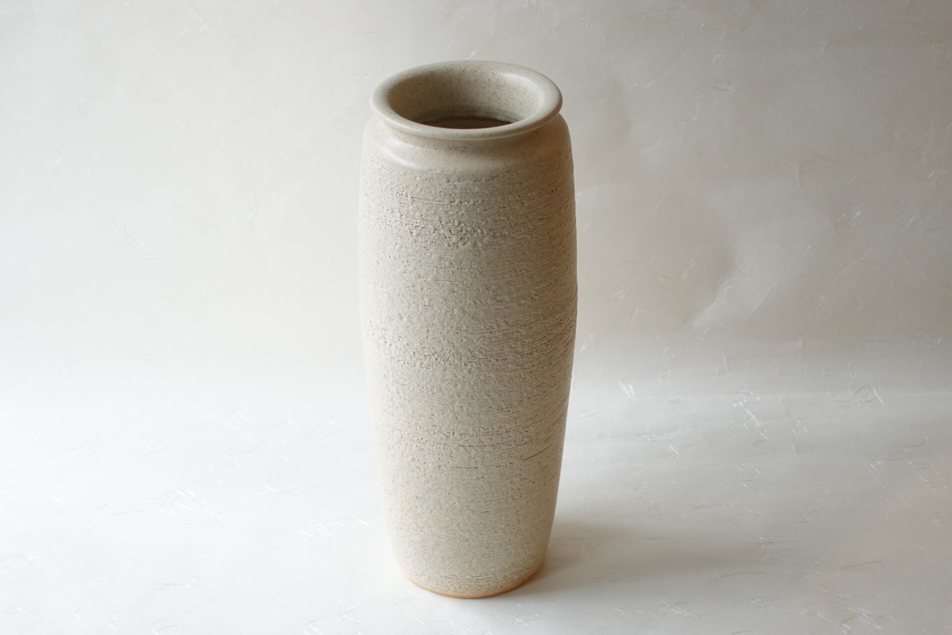 陶器 信楽焼 投入 なげいれ 花器 自由な発想 自然の風情を楽しむ 流れるような美しい花 松皮 高い質感 アイボリー ベージュ 花を引き立てる 落ち着いた色合い 簡単 日常の空間を彩る 手軽 美濃焼 鉄瓶 陶器 漆 漆器 有田焼 金継ぎ 焼き物 食器 陶磁器 伝統工芸品 茶碗 工芸品 九谷焼 南部鉄器 陶芸 陶器市 岐阜 焼き物 磁器 瀬戸物 岐阜県 岐阜市 美殿町６−番地 小林漆陶 漆塗り器 織部焼 小林漆器 箸 金継ぎ お香 食器 茶道具 陶器 美濃焼専門店 お皿 ceramics ih pottery うつわ うつわ屋 お皿屋さん お茶 お茶碗 お箸 かまど この辺に陶器屋さんってあります とうきいち やきもの ガラス工房 ギフト　ギフトショップ マグカップ モダン焼物 レンジできる陶器 切子 南部鉄器 どこ　岐阜市南部鉄器販売店 南部鉄器購入 岐阜県器屋 土鍋 岐阜小洒落たお皿 お椀が出る店 器 塗り物 漆塗り 陶器屋さん 食器屋さん お椀 ひのき 岐阜城周辺茶道具 販売陶器 販売陶器屋さん 陶器店 漆器店 岐阜有名な器屋さん 岐阜県食器売ってるところ 岐阜駅 陶器工芸品店 徳利 売ってる店 急須販売 扇子 抹茶 掛け軸 修復 日本陶瓷 漆器 木の食器 樺細工 江戸切子 食器 漆の器 漆器 うるし 漆器店 漆塗 漆椀 火鉢 灰 美殿町商店街 美濃焼ショップ 岐阜市 湯呑み お店 付近 美濃焼き専門店 美濃焼販売 花瓶 茶器 オンライン輪島塗 なつめ 店近くのガラス屋さん 近くの陶器屋さん 酒器 ガラス 金継ぎ依頼 岐阜鉄器鉄瓶 取扱店 Japanese 陶器 修理 陶器専門店 陶器小売店 岐阜陶器屋 陶器店 陶磁器 陶磁器専門店 陶芸家 おすすめ お店 岐阜食洗機対応 漆椀 Gifu JapanesetablewareJapanesecrafts Japaneseceramics Japanesepottery Handcrafted TraditionalCrafts Japaneseculture Traditionalart Japaneseteautensils TeaCeremony Japaneselacquerware インテリア 一輪挿し 入れ物 陶芸 陶芸皿 陶器いろいろ 陶器店 絵皿 絵柄 オンラインショップ 置物 おひつ オーブントースター 置物スタイリッシュ お皿 オブジェ 置物かわいい お皿陶磁器 お椀陶器 陶器欠損補修 花瓶 貫入 傘立て 陶器花 カップ 花 陶磁器 陶器金継ぎ キャニスター 器 急須 京都 金彩 九州 急須 陶芸食器 コーヒーカップ コップ 小物入れ 皿 ごはん鍋 食洗機 修理 食器 修理金継ぎ 陶器販売 瀬戸物 染付 タンブラー 耐熱陶器 茶碗 近くの陶器店 通販 土物 通販 手作り陶器 陶磁器 鍋