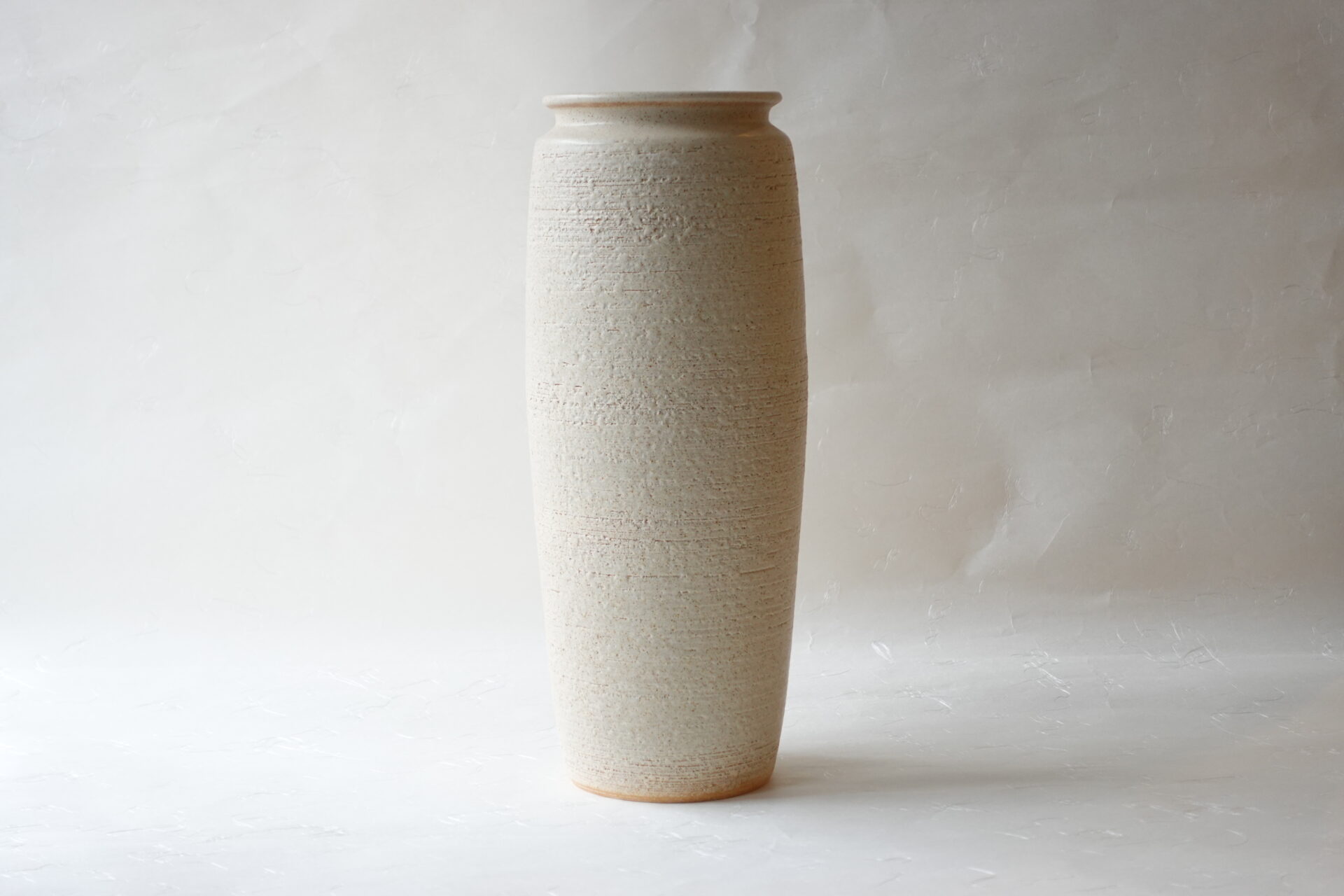 陶器 信楽焼 投入 なげいれ 花器 自由な発想 自然の風情を楽しむ 流れるような美しい花 松皮 高い質感 アイボリー ベージュ 花を引き立てる 落ち着いた色合い 簡単 日常の空間を彩る 手軽 美濃焼 鉄瓶 陶器 漆 漆器 有田焼 金継ぎ 焼き物 食器 陶磁器 伝統工芸品 茶碗 工芸品 九谷焼 南部鉄器 陶芸 陶器市 岐阜 焼き物 磁器 瀬戸物 岐阜県 岐阜市 美殿町６−番地 小林漆陶 漆塗り器 織部焼 小林漆器 箸 金継ぎ お香 食器 茶道具 陶器 美濃焼専門店 お皿 ceramics ih pottery うつわ うつわ屋 お皿屋さん お茶 お茶碗 お箸 かまど この辺に陶器屋さんってあります とうきいち やきもの ガラス工房 ギフト　ギフトショップ マグカップ モダン焼物 レンジできる陶器 切子 南部鉄器 どこ　岐阜市南部鉄器販売店 南部鉄器購入 岐阜県器屋 土鍋 岐阜小洒落たお皿 お椀が出る店 器 塗り物 漆塗り 陶器屋さん 食器屋さん お椀 ひのき 岐阜城周辺茶道具 販売陶器 販売陶器屋さん 陶器店 漆器店 岐阜有名な器屋さん 岐阜県食器売ってるところ 岐阜駅 陶器工芸品店 徳利 売ってる店 急須販売 扇子 抹茶 掛け軸 修復 日本陶瓷 漆器 木の食器 樺細工 江戸切子 食器 漆の器 漆器 うるし 漆器店 漆塗 漆椀 火鉢 灰 美殿町商店街 美濃焼ショップ 岐阜市 湯呑み お店 付近 美濃焼き専門店 美濃焼販売 花瓶 茶器 オンライン輪島塗 なつめ 店近くのガラス屋さん 近くの陶器屋さん 酒器 ガラス 金継ぎ依頼 岐阜鉄器鉄瓶 取扱店 Japanese 陶器 修理 陶器専門店 陶器小売店 岐阜陶器屋 陶器店 陶磁器 陶磁器専門店 陶芸家 おすすめ お店 岐阜食洗機対応 漆椀 Gifu JapanesetablewareJapanesecrafts Japaneseceramics Japanesepottery Handcrafted TraditionalCrafts Japaneseculture Traditionalart Japaneseteautensils TeaCeremony Japaneselacquerware インテリア 一輪挿し 入れ物 陶芸 陶芸皿 陶器いろいろ 陶器店 絵皿 絵柄 オンラインショップ 置物 おひつ オーブントースター 置物スタイリッシュ お皿 オブジェ 置物かわいい お皿陶磁器 お椀陶器 陶器欠損補修 花瓶 貫入 傘立て 陶器花 カップ 花 陶磁器 陶器金継ぎ キャニスター 器 急須 京都 金彩 九州 急須 陶芸食器 コーヒーカップ コップ 小物入れ 皿 ごはん鍋 食洗機 修理 食器 修理金継ぎ 陶器販売 瀬戸物 染付 タンブラー 耐熱陶器 茶碗 近くの陶器店 通販 土物 通販 手作り陶器 陶磁器 鍋