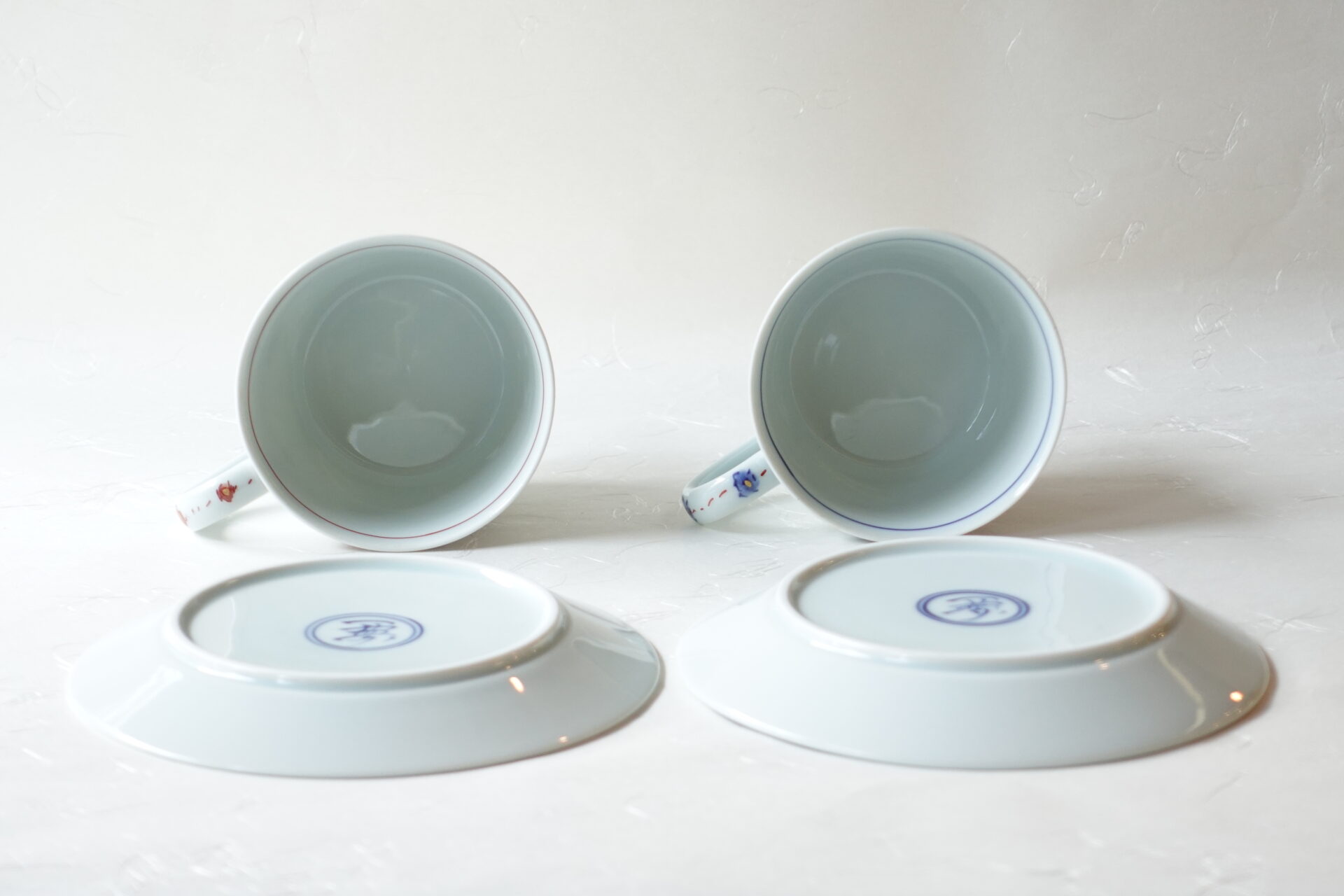 陶磁器 波佐見焼 コーヒー碗皿 ペア コーヒーカップ ソーサー 赤絵 染付 瓔珞文様 手描き 多くの手間 繊細 華やか 美しさ 高貴 縁起が良い 吉祥文様 薄手 軽い 扱いやすい 使いやすい器 安定 飲みやすい 伏せ焼 伝統技法 機能性 珈琲碗皿 美濃焼 鉄瓶 陶器 漆 漆器 有田焼 金継ぎ 焼き物 食器 陶磁器 伝統工芸品 茶碗 工芸品 九谷焼 南部鉄器 陶芸 陶器市 岐阜 焼き物 磁器 瀬戸物 岐阜県 岐阜市 美殿町６−番地 小林漆陶 漆塗り器 織部焼 小林漆器 箸 金継ぎ お香 食器 茶道具 陶器 美濃焼専門店 お皿 ceramics ih pottery うつわ うつわ屋 お皿屋さん お茶 お茶碗 お箸 かまど この辺に陶器屋さんってあります とうきいち やきもの ガラス工房 ギフト　ギフトショップ マグカップ モダン焼物 レンジできる陶器 切子 南部鉄器 どこ　岐阜市南部鉄器販売店 南部鉄器購入 岐阜県器屋 土鍋 岐阜小洒落たお皿 お椀が出る店 器 塗り物 漆塗り 陶器屋さん 食器屋さん お椀 ひのき 岐阜城周辺茶道具 販売陶器 販売陶器屋さん 陶器店 漆器店 岐阜有名な器屋さん 岐阜県食器売ってるところ 岐阜駅 陶器工芸品店 徳利 売ってる店 急須販売 扇子 抹茶 掛け軸 修復 日本陶瓷 漆器 木の食器 樺細工 江戸切子 食器 漆の器 漆器 うるし 漆器店 漆塗 漆椀 火鉢 灰 美殿町商店街 美濃焼ショップ 岐阜市 湯呑み お店 付近 美濃焼き専門店 美濃焼販売 花瓶 茶器 オンライン輪島塗 なつめ 店近くのガラス屋さん 近くの陶器屋さん 酒器 ガラス 金継ぎ依頼 岐阜鉄器鉄瓶 取扱店 Japanese 陶器 修理 陶器専門店 陶器小売店 岐阜陶器屋 陶器店 陶磁器 陶磁器専門店 陶芸家 おすすめ お店 岐阜食洗機対応 漆椀 Gifu JapanesetablewareJapanesecrafts Japaneseceramics Japanesepottery Handcrafted TraditionalCrafts Japaneseculture Traditionalart Japaneseteautensils TeaCeremony Japaneselacquerware インテリア 一輪挿し 入れ物 陶芸 陶芸皿 陶器いろいろ 陶器店 絵皿 絵柄 オンラインショップ 置物 おひつ オーブントースター 置物スタイリッシュ お皿 オブジェ 置物かわいい お皿陶磁器 お椀陶器 陶器欠損補修 花瓶 貫入 傘立て 陶器花 カップ 花 陶磁器 陶器金継ぎ キャニスター 器 急須 京都 金彩 九州 急須 陶芸食器 コーヒーカップ コップ 小物入れ 皿 ごはん鍋 食洗機 修理 食器 修理金継ぎ 陶器販売 瀬戸物 染付 タンブラー 耐熱陶器 茶碗 近くの陶器店 通販 土物 通販 手作り陶器 陶磁器 鍋