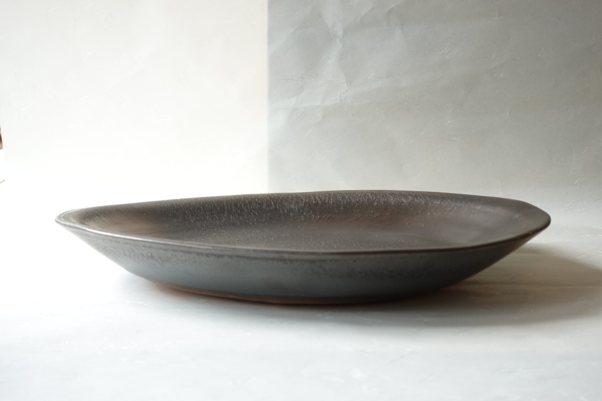 陶器 信楽焼 手づくり 水盤 ダークゴールド 金釉 高級感 荒々しさ 華展 存在感 立派な花 花を引き立てる 飽きが来ない 永く使える 花器 美濃焼 鉄瓶 陶器 漆 漆器 有田焼 金継ぎ 焼き物 食器 陶磁器 伝統工芸品 茶碗 工芸品 九谷焼 南部鉄器 陶芸 陶器市 岐阜 焼き物 磁器 瀬戸物 岐阜県 岐阜市 美殿町６−番地 小林漆陶 漆塗り器 織部焼 小林漆器 箸 金継ぎ お香 食器 茶道具 陶器 美濃焼専門店 お皿 ceramics ih pottery うつわ うつわ屋 お皿屋さん お茶 お茶碗 お箸 かまど この辺に陶器屋さんってあります とうきいち やきもの ガラス工房 ギフト　ギフトショップ マグカップ モダン焼物 レンジできる陶器 切子 南部鉄器 どこ　岐阜市南部鉄器販売店 南部鉄器購入 岐阜県器屋 土鍋 岐阜小洒落たお皿 お椀が出る店 器 塗り物 漆塗り 陶器屋さん 食器屋さん お椀 ひのき 岐阜城周辺茶道具 販売陶器 販売陶器屋さん 陶器店 漆器店 岐阜有名な器屋さん 岐阜県食器売ってるところ 岐阜駅 陶器工芸品店 徳利 売ってる店 急須販売 扇子 抹茶 掛け軸 修復 日本陶瓷 漆器 木の食器 樺細工 江戸切子 食器 漆の器 漆器 うるし 漆器店 漆塗 漆椀 火鉢 灰 美殿町商店街 美濃焼ショップ 岐阜市 湯呑み お店 付近 美濃焼き専門店 美濃焼販売 花瓶 茶器 オンライン輪島塗 なつめ 店近くのガラス屋さん 近くの陶器屋さん 酒器 ガラス 金継ぎ依頼 岐阜鉄器鉄瓶 取扱店 Japanese 陶器 修理 陶器専門店 陶器小売店 岐阜陶器屋 陶器店 陶磁器 陶磁器専門店 陶芸家 おすすめ お店 岐阜食洗機対応 漆椀 Gifu JapanesetablewareJapanesecrafts Japaneseceramics Japanesepottery Handcrafted TraditionalCrafts Japaneseculture Traditionalart Japaneseteautensils TeaCeremony Japaneselacquerware インテリア 一輪挿し 入れ物 陶芸 陶芸皿 陶器いろいろ 陶器店 絵皿 絵柄 オンラインショップ 置物 おひつ オーブントースター 置物スタイリッシュ お皿 オブジェ 置物かわいい お皿陶磁器 お椀陶器 陶器欠損補修 花瓶 貫入 傘立て 陶器花 カップ 花 陶磁器 陶器金継ぎ キャニスター 器 急須 京都 金彩 九州 急須 陶芸食器 コーヒーカップ コップ 小物入れ 皿 ごはん鍋 食洗機 修理 食器 修理金継ぎ 陶器販売 瀬戸物 染付 タンブラー 耐熱陶器 茶碗 近くの陶器店 通販 土物 通販 手作り陶器 陶磁器 鍋