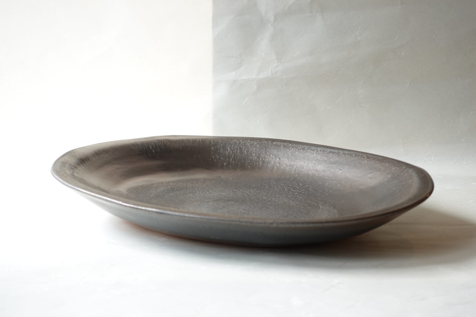 陶器 信楽焼 手づくり 水盤 ダークゴールド 金釉 高級感 荒々しさ 華展 存在感 立派な花 花を引き立てる 飽きが来ない 永く使える 花器 美濃焼 鉄瓶 陶器 漆 漆器 有田焼 金継ぎ 焼き物 食器 陶磁器 伝統工芸品 茶碗 工芸品 九谷焼 南部鉄器 陶芸 陶器市 岐阜 焼き物 磁器 瀬戸物 岐阜県 岐阜市 美殿町６−番地 小林漆陶 漆塗り器 織部焼 小林漆器 箸 金継ぎ お香 食器 茶道具 陶器 美濃焼専門店 お皿 ceramics ih pottery うつわ うつわ屋 お皿屋さん お茶 お茶碗 お箸 かまど この辺に陶器屋さんってあります とうきいち やきもの ガラス工房 ギフト　ギフトショップ マグカップ モダン焼物 レンジできる陶器 切子 南部鉄器 どこ　岐阜市南部鉄器販売店 南部鉄器購入 岐阜県器屋 土鍋 岐阜小洒落たお皿 お椀が出る店 器 塗り物 漆塗り 陶器屋さん 食器屋さん お椀 ひのき 岐阜城周辺茶道具 販売陶器 販売陶器屋さん 陶器店 漆器店 岐阜有名な器屋さん 岐阜県食器売ってるところ 岐阜駅 陶器工芸品店 徳利 売ってる店 急須販売 扇子 抹茶 掛け軸 修復 日本陶瓷 漆器 木の食器 樺細工 江戸切子 食器 漆の器 漆器 うるし 漆器店 漆塗 漆椀 火鉢 灰 美殿町商店街 美濃焼ショップ 岐阜市 湯呑み お店 付近 美濃焼き専門店 美濃焼販売 花瓶 茶器 オンライン輪島塗 なつめ 店近くのガラス屋さん 近くの陶器屋さん 酒器 ガラス 金継ぎ依頼 岐阜鉄器鉄瓶 取扱店 Japanese 陶器 修理 陶器専門店 陶器小売店 岐阜陶器屋 陶器店 陶磁器 陶磁器専門店 陶芸家 おすすめ お店 岐阜食洗機対応 漆椀 Gifu JapanesetablewareJapanesecrafts Japaneseceramics Japanesepottery Handcrafted TraditionalCrafts Japaneseculture Traditionalart Japaneseteautensils TeaCeremony Japaneselacquerware インテリア 一輪挿し 入れ物 陶芸 陶芸皿 陶器いろいろ 陶器店 絵皿 絵柄 オンラインショップ 置物 おひつ オーブントースター 置物スタイリッシュ お皿 オブジェ 置物かわいい お皿陶磁器 お椀陶器 陶器欠損補修 花瓶 貫入 傘立て 陶器花 カップ 花 陶磁器 陶器金継ぎ キャニスター 器 急須 京都 金彩 九州 急須 陶芸食器 コーヒーカップ コップ 小物入れ 皿 ごはん鍋 食洗機 修理 食器 修理金継ぎ 陶器販売 瀬戸物 染付 タンブラー 耐熱陶器 茶碗 近くの陶器店 通販 土物 通販 手作り陶器 陶磁器 鍋