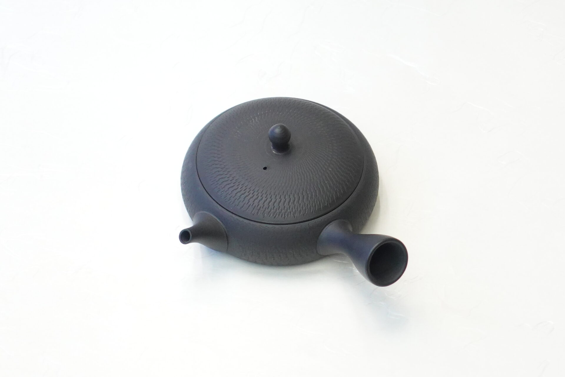 陶器 常滑焼 伝統工芸士 究極の極平型急須 鉄分 お茶の味 まろやか お茶の味を引き出す よりおいしくなる 水出し冷茶 甘み 旨味 一人用 手づくり 熟練 職人技 洗いやすい 清潔 衛生的 とびかんな とちり 機能的 飽きが来ない 永く使える 逸品 美濃焼 鉄瓶 陶器 漆 漆器 有田焼 金継ぎ 焼き物 食器 陶磁器 伝統工芸品 茶碗 工芸品 九谷焼 南部鉄器 陶芸 陶器市 岐阜 焼き物 磁器 瀬戸物 岐阜県 岐阜市 美殿町６−番地 小林漆陶 漆塗り器 織部焼 小林漆器 箸 金継ぎ お香 食器 茶道具 陶器 美濃焼専門店 お皿 ceramics ih pottery うつわ うつわ屋 お皿屋さん お茶 お茶碗 お箸 かまど この辺に陶器屋さんってあります とうきいち やきもの ガラス工房 ギフト　ギフトショップ マグカップ モダン焼物 レンジできる陶器 切子 南部鉄器 どこ　岐阜市南部鉄器販売店 南部鉄器購入 岐阜県器屋 土鍋 岐阜小洒落たお皿 お椀が出る店 器 塗り物 漆塗り 陶器屋さん 食器屋さん お椀 ひのき 岐阜城周辺茶道具 販売陶器 販売陶器屋さん 陶器店 漆器店 岐阜有名な器屋さん 岐阜県食器売ってるところ 岐阜駅 陶器工芸品店 徳利 売ってる店 急須販売 扇子 抹茶 掛け軸 修復 日本陶瓷 漆器 木の食器 樺細工 江戸切子 食器 漆の器 漆器 うるし 漆器店 漆塗 漆椀 火鉢 灰 美殿町商店街 美濃焼ショップ 岐阜市 湯呑み お店 付近 美濃焼き専門店 美濃焼販売 花瓶 茶器 オンライン輪島塗 なつめ 店近くのガラス屋さん 近くの陶器屋さん 酒器 ガラス 金継ぎ依頼 岐阜鉄器鉄瓶 取扱店 Japanese 陶器 修理 陶器専門店 陶器小売店 岐阜陶器屋 陶器店 陶磁器 陶磁器専門店 陶芸家 おすすめ お店 岐阜食洗機対応 漆椀 Gifu JapanesetablewareJapanesecrafts Japaneseceramics Japanesepottery Handcrafted TraditionalCrafts Japaneseculture Traditionalart Japaneseteautensils TeaCeremony Japaneselacquerware インテリア 一輪挿し 入れ物 陶芸 陶芸皿 陶器いろいろ 陶器店 絵皿 絵柄 オンラインショップ 置物 おひつ オーブントースター 置物スタイリッシュ お皿 オブジェ 置物かわいい お皿陶磁器 お椀陶器 陶器欠損補修 花瓶 貫入 傘立て 陶器花 カップ 花 陶磁器 陶器金継ぎ キャニスター 器 急須 京都 金彩 九州 急須 陶芸食器 コーヒーカップ コップ 小物入れ 皿 ごはん鍋 食洗機 修理 食器 修理金継ぎ 陶器販売 瀬戸物 染付 タンブラー 耐熱陶器 茶碗 近くの陶器店 通販 土物 通販 手作り陶器 陶磁器 鍋