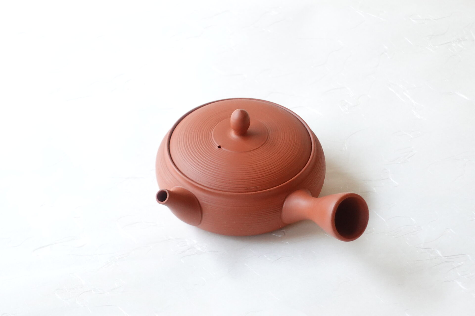 陶器 常滑焼 伝統工芸士 究極 極平型急須 朱泥 まろやかな味 鉄分 お茶の味を最大限引き出す よりおいしく 旨味 甘み 一人用 精巧 手づくり 熟練職人技 洗いやすい 清潔 衛生的 横筋 手間 液だれしにくい 丸み 機能的 飽きが来ない 永く使える 逸品 美濃焼 鉄瓶 陶器 漆 漆器 有田焼 金継ぎ 焼き物 食器 陶磁器 伝統工芸品 茶碗 工芸品 九谷焼 南部鉄器 陶芸 陶器市 岐阜 焼き物 磁器 瀬戸物 岐阜県 岐阜市 美殿町６−番地 小林漆陶 漆塗り器 織部焼 小林漆器 箸 金継ぎ お香 食器 茶道具 陶器 美濃焼専門店 お皿 ceramics ih pottery うつわ うつわ屋 お皿屋さん お茶 お茶碗 お箸 かまど この辺に陶器屋さんってあります とうきいち やきもの ガラス工房 ギフト　ギフトショップ マグカップ モダン焼物 レンジできる陶器 切子 南部鉄器 どこ　岐阜市南部鉄器販売店 南部鉄器購入 岐阜県器屋 土鍋 岐阜小洒落たお皿 お椀が出る店 器 塗り物 漆塗り 陶器屋さん 食器屋さん お椀 ひのき 岐阜城周辺茶道具 販売陶器 販売陶器屋さん 陶器店 漆器店 岐阜有名な器屋さん 岐阜県食器売ってるところ 岐阜駅 陶器工芸品店 徳利 売ってる店 急須販売 扇子 抹茶 掛け軸 修復 日本陶瓷 漆器 木の食器 樺細工 江戸切子 食器 漆の器 漆器 うるし 漆器店 漆塗 漆椀 火鉢 灰 美殿町商店街 美濃焼ショップ 岐阜市 湯呑み お店 付近 美濃焼き専門店 美濃焼販売 花瓶 茶器 オンライン輪島塗 なつめ 店近くのガラス屋さん 近くの陶器屋さん 酒器 ガラス 金継ぎ依頼 岐阜鉄器鉄瓶 取扱店 Japanese 陶器 修理 陶器専門店 陶器小売店 岐阜陶器屋 陶器店 陶磁器 陶磁器専門店 陶芸家 おすすめ お店 岐阜食洗機対応 漆椀 Gifu JapanesetablewareJapanesecrafts Japaneseceramics Japanesepottery Handcrafted TraditionalCrafts Japaneseculture Traditionalart Japaneseteautensils TeaCeremony Japaneselacquerware インテリア 一輪挿し 入れ物 陶芸 陶芸皿 陶器いろいろ 陶器店 絵皿 絵柄 オンラインショップ 置物 おひつ オーブントースター 置物スタイリッシュ お皿 オブジェ 置物かわいい お皿陶磁器 お椀陶器 陶器欠損補修 花瓶 貫入 傘立て 陶器花 カップ 花 陶磁器 陶器金継ぎ キャニスター 器 急須 京都 金彩 九州 急須 陶芸食器 コーヒーカップ コップ 小物入れ 皿 ごはん鍋 食洗機 修理 食器 修理金継ぎ 陶器販売 瀬戸物 染付 タンブラー 耐熱陶器 茶碗 近くの陶器店 通販 土物 通販 手作り陶器 陶磁器 鍋