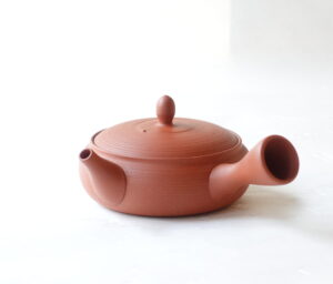 陶器 常滑焼 伝統工芸士 究極 極平型急須 朱泥 まろやかな味 鉄分 お茶の味を最大限引き出す よりおいしく 旨味 甘み 一人用 精巧 手づくり 熟練職人技 洗いやすい 清潔 衛生的 横筋 手間 液だれしにくい 丸み 機能的 飽きが来ない 永く使える 逸品 美濃焼 鉄瓶 陶器 漆 漆器 有田焼 金継ぎ 焼き物 食器 陶磁器 伝統工芸品 茶碗 工芸品 九谷焼 南部鉄器 陶芸 陶器市 岐阜 焼き物 磁器 瀬戸物 岐阜県 岐阜市 美殿町６−番地 小林漆陶 漆塗り器 織部焼 小林漆器 箸 金継ぎ お香 食器 茶道具 陶器 美濃焼専門店 お皿 ceramics ih pottery うつわ うつわ屋 お皿屋さん お茶 お茶碗 お箸 かまど この辺に陶器屋さんってあります とうきいち やきもの ガラス工房 ギフト　ギフトショップ マグカップ モダン焼物 レンジできる陶器 切子 南部鉄器 どこ　岐阜市南部鉄器販売店 南部鉄器購入 岐阜県器屋 土鍋 岐阜小洒落たお皿 お椀が出る店 器 塗り物 漆塗り 陶器屋さん 食器屋さん お椀 ひのき 岐阜城周辺茶道具 販売陶器 販売陶器屋さん 陶器店 漆器店 岐阜有名な器屋さん 岐阜県食器売ってるところ 岐阜駅 陶器工芸品店 徳利 売ってる店 急須販売 扇子 抹茶 掛け軸 修復 日本陶瓷 漆器 木の食器 樺細工 江戸切子 食器 漆の器 漆器 うるし 漆器店 漆塗 漆椀 火鉢 灰 美殿町商店街 美濃焼ショップ 岐阜市 湯呑み お店 付近 美濃焼き専門店 美濃焼販売 花瓶 茶器 オンライン輪島塗 なつめ 店近くのガラス屋さん 近くの陶器屋さん 酒器 ガラス 金継ぎ依頼 岐阜鉄器鉄瓶 取扱店 Japanese 陶器 修理 陶器専門店 陶器小売店 岐阜陶器屋 陶器店 陶磁器 陶磁器専門店 陶芸家 おすすめ お店 岐阜食洗機対応 漆椀 Gifu JapanesetablewareJapanesecrafts Japaneseceramics Japanesepottery Handcrafted TraditionalCrafts Japaneseculture Traditionalart Japaneseteautensils TeaCeremony Japaneselacquerware インテリア 一輪挿し 入れ物 陶芸 陶芸皿 陶器いろいろ 陶器店 絵皿 絵柄 オンラインショップ 置物 おひつ オーブントースター 置物スタイリッシュ お皿 オブジェ 置物かわいい お皿陶磁器 お椀陶器 陶器欠損補修 花瓶 貫入 傘立て 陶器花 カップ 花 陶磁器 陶器金継ぎ キャニスター 器 急須 京都 金彩 九州 急須 陶芸食器 コーヒーカップ コップ 小物入れ 皿 ごはん鍋 食洗機 修理 食器 修理金継ぎ 陶器販売 瀬戸物 染付 タンブラー 耐熱陶器 茶碗 近くの陶器店 通販 土物 通販 手作り陶器 陶磁器 鍋