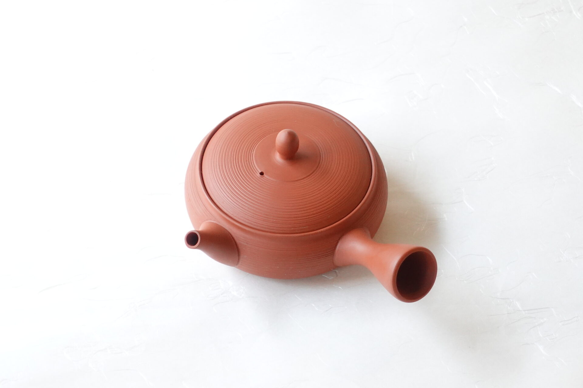 陶器 常滑焼 伝統工芸士 究極 極平型急須 朱泥 まろやかな味 鉄分 お茶の味を最大限引き出す よりおいしく 旨味 甘み 一人用 精巧 手づくり 熟練職人技 洗いやすい 清潔 衛生的 横筋 手間 液だれしにくい 丸み 機能的 飽きが来ない 永く使える 逸品 美濃焼 鉄瓶 陶器 漆 漆器 有田焼 金継ぎ 焼き物 食器 陶磁器 伝統工芸品 茶碗 工芸品 九谷焼 南部鉄器 陶芸 陶器市 岐阜 焼き物 磁器 瀬戸物 岐阜県 岐阜市 美殿町６−番地 小林漆陶 漆塗り器 織部焼 小林漆器 箸 金継ぎ お香 食器 茶道具 陶器 美濃焼専門店 お皿 ceramics ih pottery うつわ うつわ屋 お皿屋さん お茶 お茶碗 お箸 かまど この辺に陶器屋さんってあります とうきいち やきもの ガラス工房 ギフト　ギフトショップ マグカップ モダン焼物 レンジできる陶器 切子 南部鉄器 どこ　岐阜市南部鉄器販売店 南部鉄器購入 岐阜県器屋 土鍋 岐阜小洒落たお皿 お椀が出る店 器 塗り物 漆塗り 陶器屋さん 食器屋さん お椀 ひのき 岐阜城周辺茶道具 販売陶器 販売陶器屋さん 陶器店 漆器店 岐阜有名な器屋さん 岐阜県食器売ってるところ 岐阜駅 陶器工芸品店 徳利 売ってる店 急須販売 扇子 抹茶 掛け軸 修復 日本陶瓷 漆器 木の食器 樺細工 江戸切子 食器 漆の器 漆器 うるし 漆器店 漆塗 漆椀 火鉢 灰 美殿町商店街 美濃焼ショップ 岐阜市 湯呑み お店 付近 美濃焼き専門店 美濃焼販売 花瓶 茶器 オンライン輪島塗 なつめ 店近くのガラス屋さん 近くの陶器屋さん 酒器 ガラス 金継ぎ依頼 岐阜鉄器鉄瓶 取扱店 Japanese 陶器 修理 陶器専門店 陶器小売店 岐阜陶器屋 陶器店 陶磁器 陶磁器専門店 陶芸家 おすすめ お店 岐阜食洗機対応 漆椀 Gifu JapanesetablewareJapanesecrafts Japaneseceramics Japanesepottery Handcrafted TraditionalCrafts Japaneseculture Traditionalart Japaneseteautensils TeaCeremony Japaneselacquerware インテリア 一輪挿し 入れ物 陶芸 陶芸皿 陶器いろいろ 陶器店 絵皿 絵柄 オンラインショップ 置物 おひつ オーブントースター 置物スタイリッシュ お皿 オブジェ 置物かわいい お皿陶磁器 お椀陶器 陶器欠損補修 花瓶 貫入 傘立て 陶器花 カップ 花 陶磁器 陶器金継ぎ キャニスター 器 急須 京都 金彩 九州 急須 陶芸食器 コーヒーカップ コップ 小物入れ 皿 ごはん鍋 食洗機 修理 食器 修理金継ぎ 陶器販売 瀬戸物 染付 タンブラー 耐熱陶器 茶碗 近くの陶器店 通販 土物 通販 手作り陶器 陶磁器 鍋