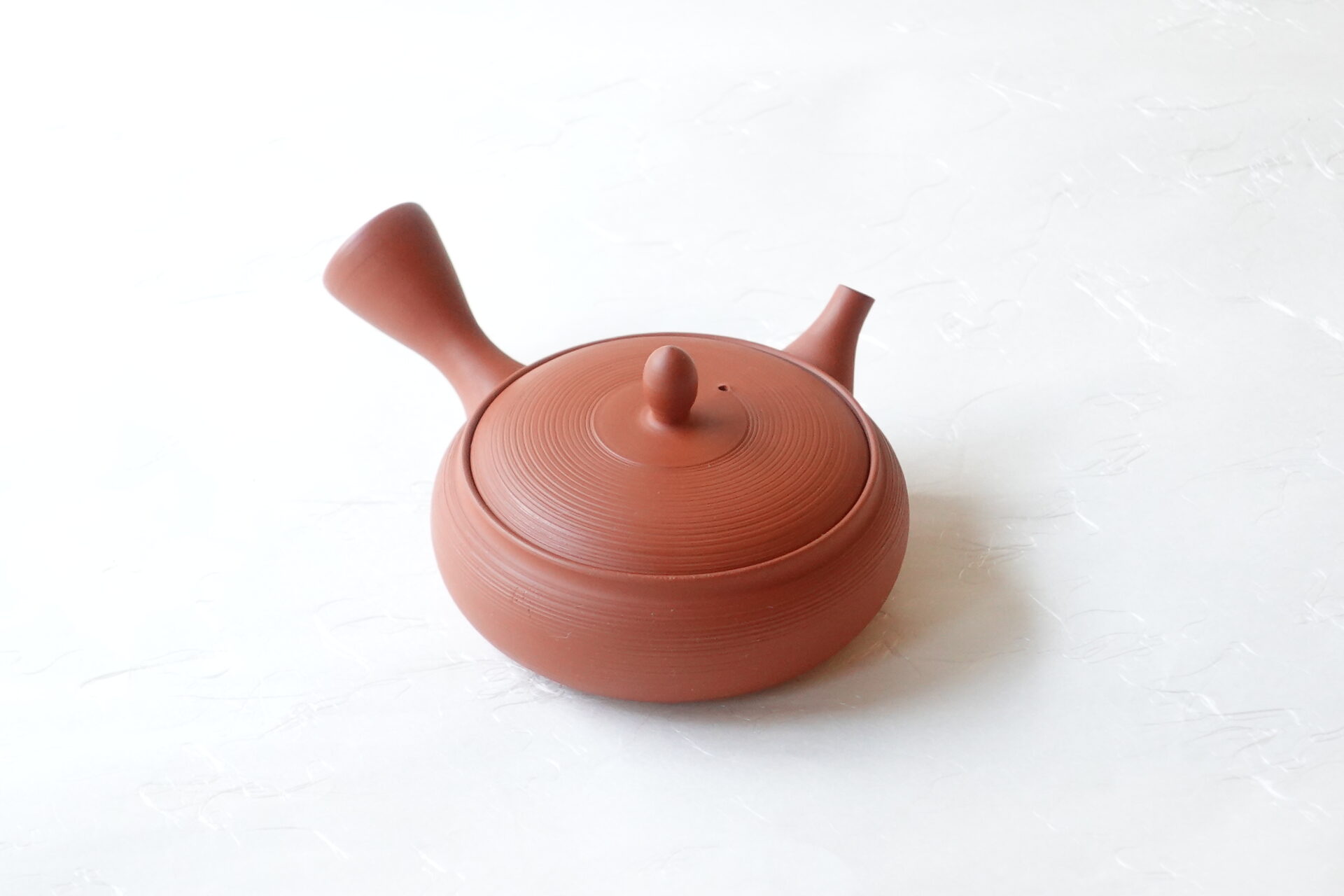 陶器 常滑焼 伝統工芸士 究極 極平型急須 朱泥 まろやかな味 鉄分 お茶の味を最大限引き出す よりおいしく 旨味 甘み 一人用 精巧 手づくり 熟練職人技 洗いやすい 清潔 衛生的 横筋 手間 液だれしにくい 丸み 機能的 飽きが来ない 永く使える 逸品 美濃焼 鉄瓶 陶器 漆 漆器 有田焼 金継ぎ 焼き物 食器 陶磁器 伝統工芸品 茶碗 工芸品 九谷焼 南部鉄器 陶芸 陶器市 岐阜 焼き物 磁器 瀬戸物 岐阜県 岐阜市 美殿町６−番地 小林漆陶 漆塗り器 織部焼 小林漆器 箸 金継ぎ お香 食器 茶道具 陶器 美濃焼専門店 お皿 ceramics ih pottery うつわ うつわ屋 お皿屋さん お茶 お茶碗 お箸 かまど この辺に陶器屋さんってあります とうきいち やきもの ガラス工房 ギフト　ギフトショップ マグカップ モダン焼物 レンジできる陶器 切子 南部鉄器 どこ　岐阜市南部鉄器販売店 南部鉄器購入 岐阜県器屋 土鍋 岐阜小洒落たお皿 お椀が出る店 器 塗り物 漆塗り 陶器屋さん 食器屋さん お椀 ひのき 岐阜城周辺茶道具 販売陶器 販売陶器屋さん 陶器店 漆器店 岐阜有名な器屋さん 岐阜県食器売ってるところ 岐阜駅 陶器工芸品店 徳利 売ってる店 急須販売 扇子 抹茶 掛け軸 修復 日本陶瓷 漆器 木の食器 樺細工 江戸切子 食器 漆の器 漆器 うるし 漆器店 漆塗 漆椀 火鉢 灰 美殿町商店街 美濃焼ショップ 岐阜市 湯呑み お店 付近 美濃焼き専門店 美濃焼販売 花瓶 茶器 オンライン輪島塗 なつめ 店近くのガラス屋さん 近くの陶器屋さん 酒器 ガラス 金継ぎ依頼 岐阜鉄器鉄瓶 取扱店 Japanese 陶器 修理 陶器専門店 陶器小売店 岐阜陶器屋 陶器店 陶磁器 陶磁器専門店 陶芸家 おすすめ お店 岐阜食洗機対応 漆椀 Gifu JapanesetablewareJapanesecrafts Japaneseceramics Japanesepottery Handcrafted TraditionalCrafts Japaneseculture Traditionalart Japaneseteautensils TeaCeremony Japaneselacquerware インテリア 一輪挿し 入れ物 陶芸 陶芸皿 陶器いろいろ 陶器店 絵皿 絵柄 オンラインショップ 置物 おひつ オーブントースター 置物スタイリッシュ お皿 オブジェ 置物かわいい お皿陶磁器 お椀陶器 陶器欠損補修 花瓶 貫入 傘立て 陶器花 カップ 花 陶磁器 陶器金継ぎ キャニスター 器 急須 京都 金彩 九州 急須 陶芸食器 コーヒーカップ コップ 小物入れ 皿 ごはん鍋 食洗機 修理 食器 修理金継ぎ 陶器販売 瀬戸物 染付 タンブラー 耐熱陶器 茶碗 近くの陶器店 通販 土物 通販 手作り陶器 陶磁器 鍋