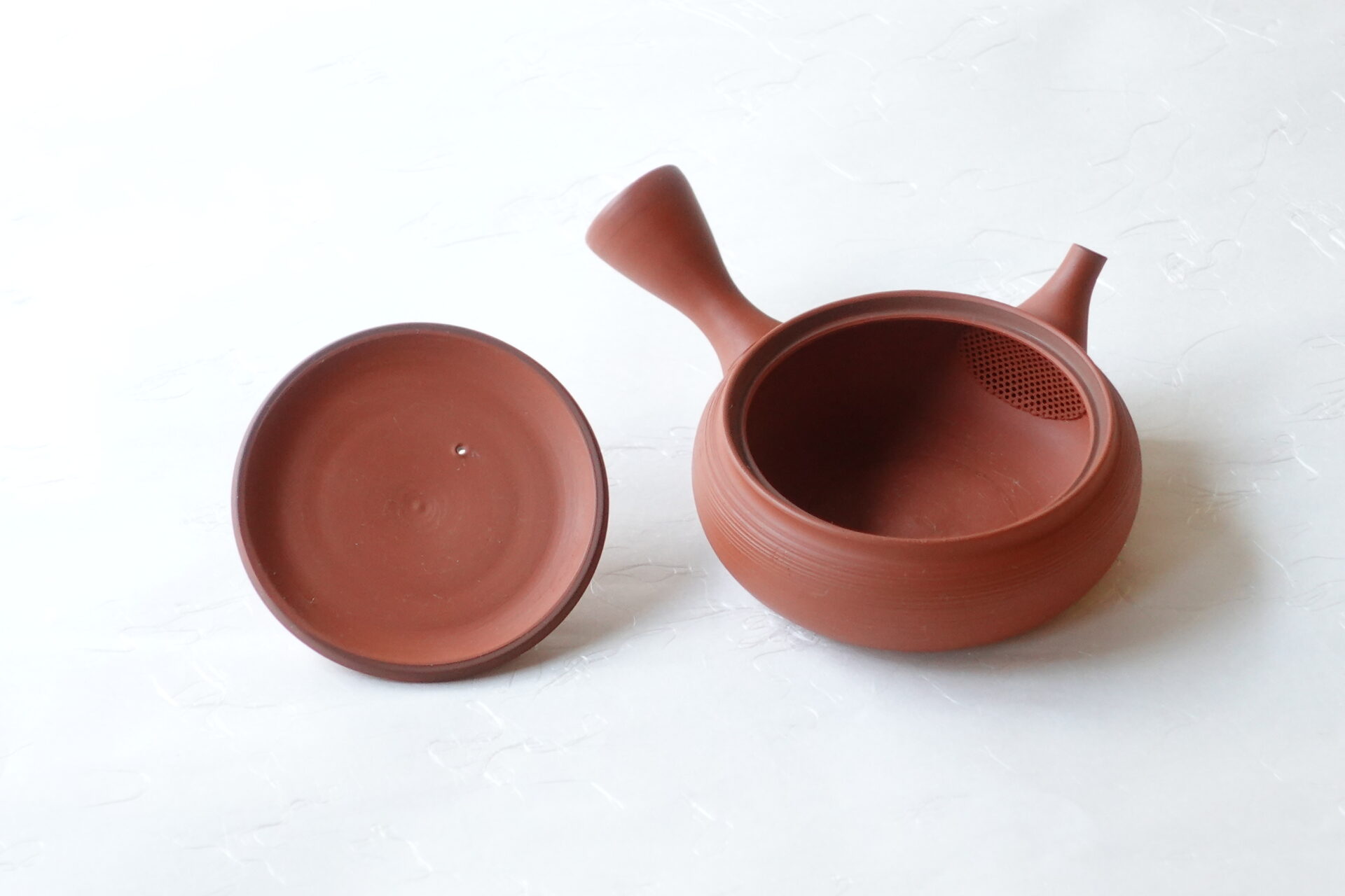 陶器 常滑焼 伝統工芸士 究極 極平型急須 朱泥 まろやかな味 鉄分 お茶の味を最大限引き出す よりおいしく 旨味 甘み 一人用 精巧 手づくり 熟練職人技 洗いやすい 清潔 衛生的 横筋 手間 液だれしにくい 丸み 機能的 飽きが来ない 永く使える 逸品 美濃焼 鉄瓶 陶器 漆 漆器 有田焼 金継ぎ 焼き物 食器 陶磁器 伝統工芸品 茶碗 工芸品 九谷焼 南部鉄器 陶芸 陶器市 岐阜 焼き物 磁器 瀬戸物 岐阜県 岐阜市 美殿町６−番地 小林漆陶 漆塗り器 織部焼 小林漆器 箸 金継ぎ お香 食器 茶道具 陶器 美濃焼専門店 お皿 ceramics ih pottery うつわ うつわ屋 お皿屋さん お茶 お茶碗 お箸 かまど この辺に陶器屋さんってあります とうきいち やきもの ガラス工房 ギフト　ギフトショップ マグカップ モダン焼物 レンジできる陶器 切子 南部鉄器 どこ　岐阜市南部鉄器販売店 南部鉄器購入 岐阜県器屋 土鍋 岐阜小洒落たお皿 お椀が出る店 器 塗り物 漆塗り 陶器屋さん 食器屋さん お椀 ひのき 岐阜城周辺茶道具 販売陶器 販売陶器屋さん 陶器店 漆器店 岐阜有名な器屋さん 岐阜県食器売ってるところ 岐阜駅 陶器工芸品店 徳利 売ってる店 急須販売 扇子 抹茶 掛け軸 修復 日本陶瓷 漆器 木の食器 樺細工 江戸切子 食器 漆の器 漆器 うるし 漆器店 漆塗 漆椀 火鉢 灰 美殿町商店街 美濃焼ショップ 岐阜市 湯呑み お店 付近 美濃焼き専門店 美濃焼販売 花瓶 茶器 オンライン輪島塗 なつめ 店近くのガラス屋さん 近くの陶器屋さん 酒器 ガラス 金継ぎ依頼 岐阜鉄器鉄瓶 取扱店 Japanese 陶器 修理 陶器専門店 陶器小売店 岐阜陶器屋 陶器店 陶磁器 陶磁器専門店 陶芸家 おすすめ お店 岐阜食洗機対応 漆椀 Gifu JapanesetablewareJapanesecrafts Japaneseceramics Japanesepottery Handcrafted TraditionalCrafts Japaneseculture Traditionalart Japaneseteautensils TeaCeremony Japaneselacquerware インテリア 一輪挿し 入れ物 陶芸 陶芸皿 陶器いろいろ 陶器店 絵皿 絵柄 オンラインショップ 置物 おひつ オーブントースター 置物スタイリッシュ お皿 オブジェ 置物かわいい お皿陶磁器 お椀陶器 陶器欠損補修 花瓶 貫入 傘立て 陶器花 カップ 花 陶磁器 陶器金継ぎ キャニスター 器 急須 京都 金彩 九州 急須 陶芸食器 コーヒーカップ コップ 小物入れ 皿 ごはん鍋 食洗機 修理 食器 修理金継ぎ 陶器販売 瀬戸物 染付 タンブラー 耐熱陶器 茶碗 近くの陶器店 通販 土物 通販 手作り陶器 陶磁器 鍋