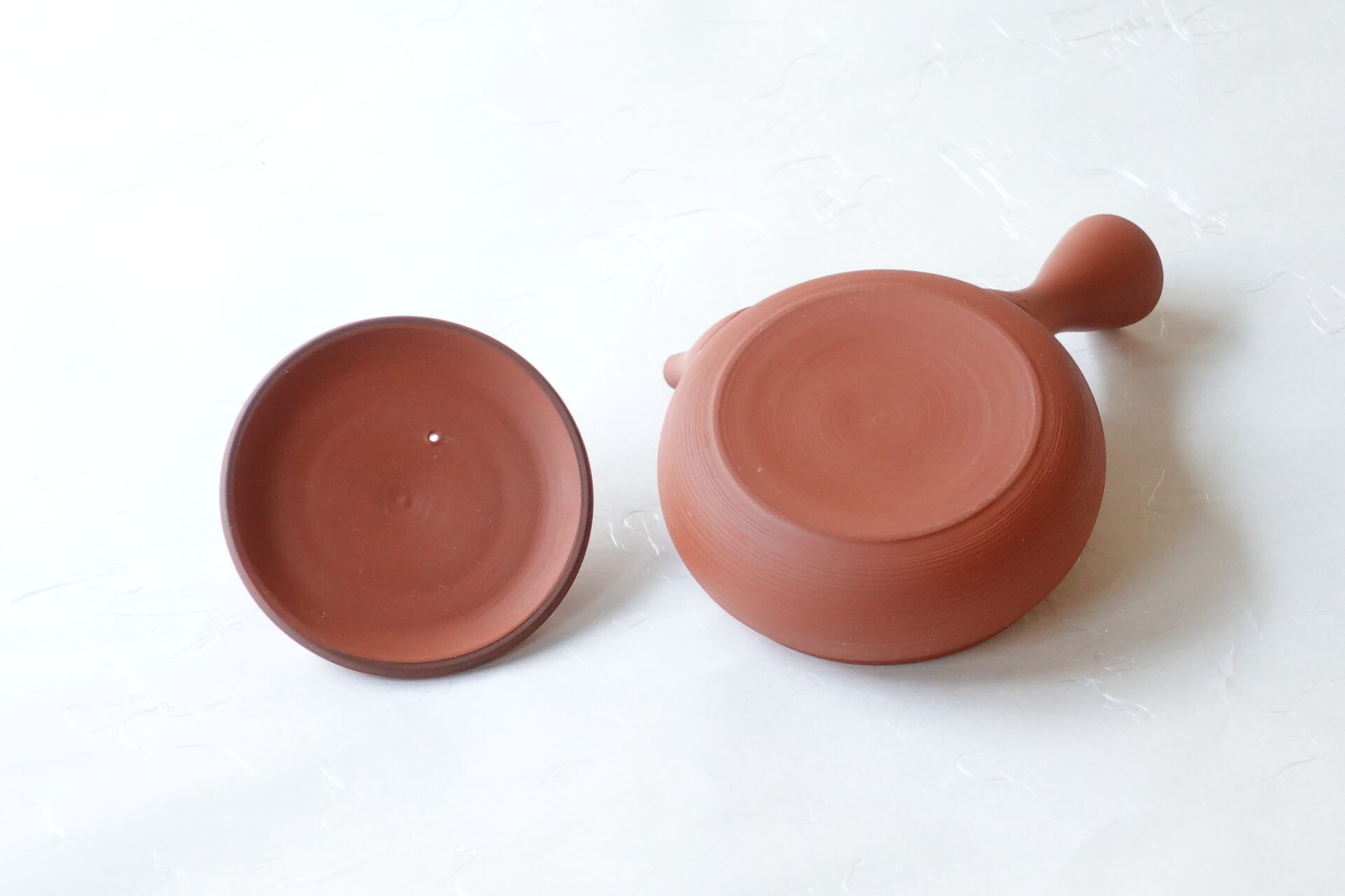 陶器 常滑焼 伝統工芸士 究極 極平型急須 朱泥 まろやかな味 鉄分 お茶の味を最大限引き出す よりおいしく 旨味 甘み 一人用 精巧 手づくり 熟練職人技 洗いやすい 清潔 衛生的 横筋 手間 液だれしにくい 丸み 機能的 飽きが来ない 永く使える 逸品 美濃焼 鉄瓶 陶器 漆 漆器 有田焼 金継ぎ 焼き物 食器 陶磁器 伝統工芸品 茶碗 工芸品 九谷焼 南部鉄器 陶芸 陶器市 岐阜 焼き物 磁器 瀬戸物 岐阜県 岐阜市 美殿町６−番地 小林漆陶 漆塗り器 織部焼 小林漆器 箸 金継ぎ お香 食器 茶道具 陶器 美濃焼専門店 お皿 ceramics ih pottery うつわ うつわ屋 お皿屋さん お茶 お茶碗 お箸 かまど この辺に陶器屋さんってあります とうきいち やきもの ガラス工房 ギフト　ギフトショップ マグカップ モダン焼物 レンジできる陶器 切子 南部鉄器 どこ　岐阜市南部鉄器販売店 南部鉄器購入 岐阜県器屋 土鍋 岐阜小洒落たお皿 お椀が出る店 器 塗り物 漆塗り 陶器屋さん 食器屋さん お椀 ひのき 岐阜城周辺茶道具 販売陶器 販売陶器屋さん 陶器店 漆器店 岐阜有名な器屋さん 岐阜県食器売ってるところ 岐阜駅 陶器工芸品店 徳利 売ってる店 急須販売 扇子 抹茶 掛け軸 修復 日本陶瓷 漆器 木の食器 樺細工 江戸切子 食器 漆の器 漆器 うるし 漆器店 漆塗 漆椀 火鉢 灰 美殿町商店街 美濃焼ショップ 岐阜市 湯呑み お店 付近 美濃焼き専門店 美濃焼販売 花瓶 茶器 オンライン輪島塗 なつめ 店近くのガラス屋さん 近くの陶器屋さん 酒器 ガラス 金継ぎ依頼 岐阜鉄器鉄瓶 取扱店 Japanese 陶器 修理 陶器専門店 陶器小売店 岐阜陶器屋 陶器店 陶磁器 陶磁器専門店 陶芸家 おすすめ お店 岐阜食洗機対応 漆椀 Gifu JapanesetablewareJapanesecrafts Japaneseceramics Japanesepottery Handcrafted TraditionalCrafts Japaneseculture Traditionalart Japaneseteautensils TeaCeremony Japaneselacquerware インテリア 一輪挿し 入れ物 陶芸 陶芸皿 陶器いろいろ 陶器店 絵皿 絵柄 オンラインショップ 置物 おひつ オーブントースター 置物スタイリッシュ お皿 オブジェ 置物かわいい お皿陶磁器 お椀陶器 陶器欠損補修 花瓶 貫入 傘立て 陶器花 カップ 花 陶磁器 陶器金継ぎ キャニスター 器 急須 京都 金彩 九州 急須 陶芸食器 コーヒーカップ コップ 小物入れ 皿 ごはん鍋 食洗機 修理 食器 修理金継ぎ 陶器販売 瀬戸物 染付 タンブラー 耐熱陶器 茶碗 近くの陶器店 通販 土物 通販 手作り陶器 陶磁器 鍋