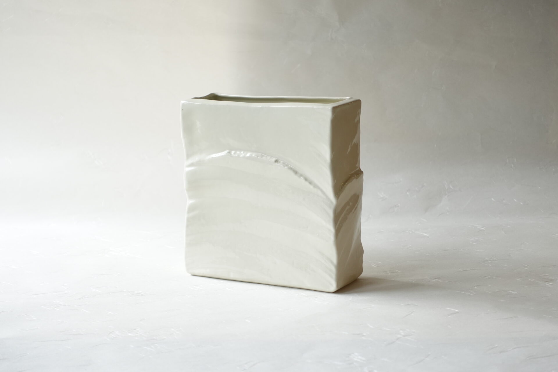 陶器 信楽焼 角型 花器 土物 立体的 落着き 適度なサイズ 使い勝手がよい 置き場所を選ばない 艶やか 上質 高級感 お洒落 美濃焼 鉄瓶 陶器 漆 漆器 有田焼 金継ぎ 焼き物 食器 陶磁器 伝統工芸品 茶碗 工芸品 九谷焼 南部鉄器 陶芸 陶器市 岐阜 焼き物 磁器 瀬戸物 岐阜県 岐阜市 美殿町６−番地 小林漆陶 漆塗り器 織部焼 小林漆器 箸 金継ぎ お香 食器 茶道具 陶器 美濃焼専門店 お皿 ceramics ih pottery うつわ うつわ屋 お皿屋さん お茶 お茶碗 お箸 かまど この辺に陶器屋さんってあります とうきいち やきもの ガラス工房 ギフト　ギフトショップ マグカップ モダン焼物 レンジできる陶器 切子 南部鉄器 どこ　岐阜市南部鉄器販売店 南部鉄器購入 岐阜県器屋 土鍋 岐阜小洒落たお皿 お椀が出る店 器 塗り物 漆塗り 陶器屋さん 食器屋さん お椀 ひのき 岐阜城周辺茶道具 販売陶器 販売陶器屋さん 陶器店 漆器店 岐阜有名な器屋さん 岐阜県食器売ってるところ 岐阜駅 陶器工芸品店 徳利 売ってる店 急須販売 扇子 抹茶 掛け軸 修復 日本陶瓷 漆器 木の食器 樺細工 江戸切子 食器 漆の器 漆器 うるし 漆器店 漆塗 漆椀 火鉢 灰 美殿町商店街 美濃焼ショップ 岐阜市 湯呑み お店 付近 美濃焼き専門店 美濃焼販売 花瓶 茶器 オンライン輪島塗 なつめ 店近くのガラス屋さん 近くの陶器屋さん 酒器 ガラス 金継ぎ依頼 岐阜鉄器鉄瓶 取扱店 Japanese 陶器 修理 陶器専門店 陶器小売店 岐阜陶器屋 陶器店 陶磁器 陶磁器専門店 陶芸家 おすすめ お店 岐阜食洗機対応 漆椀 Gifu JapanesetablewareJapanesecrafts Japaneseceramics Japanesepottery Handcrafted TraditionalCrafts Japaneseculture Traditionalart Japaneseteautensils TeaCeremony Japaneselacquerware インテリア 一輪挿し 入れ物 陶芸 陶芸皿 陶器いろいろ 陶器店 絵皿 絵柄 オンラインショップ 置物 おひつ オーブントースター 置物スタイリッシュ お皿 オブジェ 置物かわいい お皿陶磁器 お椀陶器 陶器欠損補修 花瓶 貫入 傘立て 陶器花 カップ 花 陶磁器 陶器金継ぎ キャニスター 器 急須 京都 金彩 九州 急須 陶芸食器 コーヒーカップ コップ 小物入れ 皿 ごはん鍋 食洗機 修理 食器 修理金継ぎ 陶器販売 瀬戸物 染付 タンブラー 耐熱陶器 茶碗 近くの陶器店 通販 土物 通販 手作り陶器 陶磁器 鍋