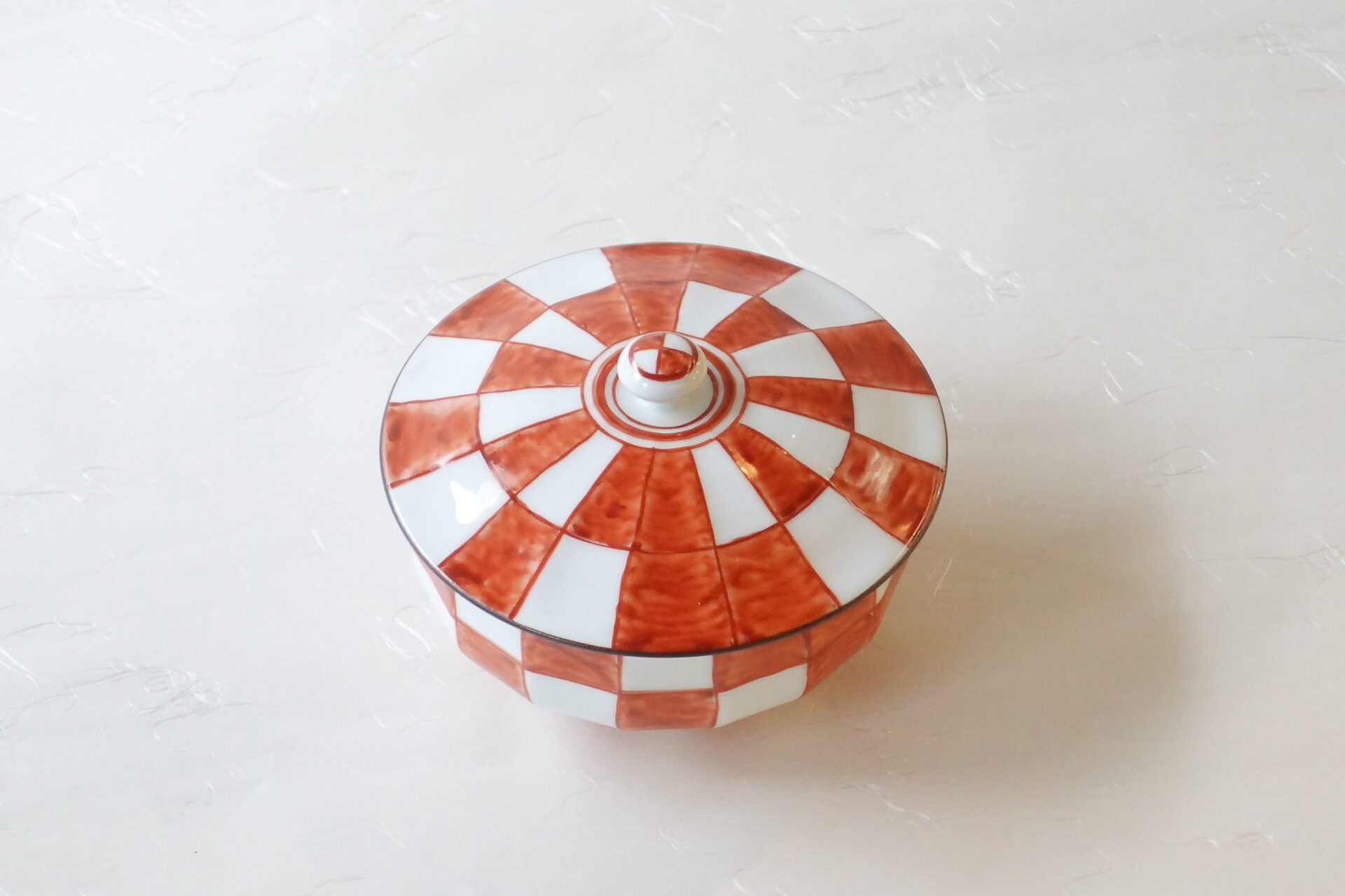 陶磁器 有田焼 赤絵 蓋物 白磁 市松 手描き 手間 技術 美しい色彩 シンプル 料理を引き立てる お洒落 使いやすい 美濃焼 鉄瓶 陶器 漆 漆器 有田焼 金継ぎ 焼き物 食器 陶磁器 伝統工芸品 茶碗 工芸品 九谷焼 南部鉄器 陶芸 陶器市 岐阜 焼き物 磁器 瀬戸物 岐阜県 岐阜市 美殿町６−番地 小林漆陶 漆塗り器 織部焼 小林漆器 箸 金継ぎ お香 食器 茶道具 陶器 美濃焼専門店 お皿 ceramics ih pottery うつわ うつわ屋 お皿屋さん お茶 お茶碗 お箸 かまど この辺に陶器屋さんってあります とうきいち やきもの ガラス工房 ギフト　ギフトショップ マグカップ モダン焼物 レンジできる陶器 切子 南部鉄器 どこ　岐阜市南部鉄器販売店 南部鉄器購入 岐阜県器屋 土鍋 岐阜小洒落たお皿 お椀が出る店 器 塗り物 漆塗り 陶器屋さん 食器屋さん お椀 ひのき 岐阜城周辺茶道具 販売陶器 販売陶器屋さん 陶器店 漆器店 岐阜有名な器屋さん 岐阜県食器売ってるところ 岐阜駅 陶器工芸品店 徳利 売ってる店 急須販売 扇子 抹茶 掛け軸 修復 日本陶瓷 漆器 木の食器 樺細工 江戸切子 食器 漆の器 漆器 うるし 漆器店 漆塗 漆椀 火鉢 灰 美殿町商店街 美濃焼ショップ 岐阜市 湯呑み お店 付近 美濃焼き専門店 美濃焼販売 花瓶 茶器 オンライン輪島塗 なつめ 店近くのガラス屋さん 近くの陶器屋さん 酒器 ガラス 金継ぎ依頼 岐阜鉄器鉄瓶 取扱店 Japanese 陶器 修理 陶器専門店 陶器小売店 岐阜陶器屋 陶器店 陶磁器 陶磁器専門店 陶芸家 おすすめ お店 岐阜食洗機対応 漆椀 Gifu JapanesetablewareJapanesecrafts Japaneseceramics Japanesepottery Handcrafted TraditionalCrafts Japaneseculture Traditionalart Japaneseteautensils TeaCeremony Japaneselacquerware インテリア 一輪挿し 入れ物 陶芸 陶芸皿 陶器いろいろ 陶器店 絵皿 絵柄 オンラインショップ 置物 おひつ オーブントースター 置物スタイリッシュ お皿 オブジェ 置物かわいい お皿陶磁器 お椀陶器 陶器欠損補修 花瓶 貫入 傘立て 陶器花 カップ 花 陶磁器 陶器金継ぎ キャニスター 器 急須 京都 金彩 九州 急須 陶芸食器 コーヒーカップ コップ 小物入れ 皿 ごはん鍋 食洗機 修理 食器 修理金継ぎ 陶器販売 瀬戸物 染付 タンブラー 耐熱陶器 茶碗 近くの陶器店 通販 土物 通販 手作り陶器 陶磁器 鍋