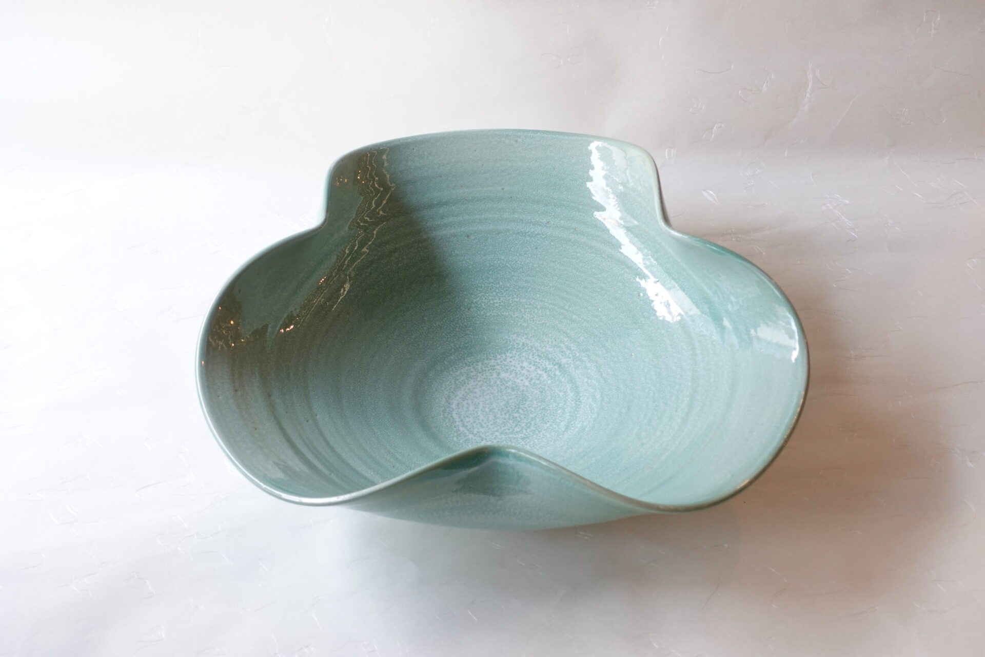 陶器 信楽焼 手づくり 水盤 ろくろ成形 花びらのよう 立体的 花器 ろくろ目 美しさ さわやか 艶 質感高い 高級感 青磁色 花を引き立てる 品格ある 美濃焼 鉄瓶 陶器 漆 漆器 有田焼 金継ぎ 焼き物 食器 陶磁器 伝統工芸品 茶碗 工芸品 九谷焼 南部鉄器 陶芸 陶器市 岐阜 焼き物 磁器 瀬戸物 岐阜県 岐阜市 美殿町６−番地 小林漆陶 漆塗り器 織部焼 小林漆器 箸 金継ぎ お香 食器 茶道具 陶器 美濃焼専門店 お皿 ceramics ih pottery うつわ うつわ屋 お皿屋さん お茶 お茶碗 お箸 かまど この辺に陶器屋さんってあります とうきいち やきもの ガラス工房 ギフト　ギフトショップ マグカップ モダン焼物 レンジできる陶器 切子 南部鉄器 どこ　岐阜市南部鉄器販売店 南部鉄器購入 岐阜県器屋 土鍋 岐阜小洒落たお皿 お椀が出る店 器 塗り物 漆塗り 陶器屋さん 食器屋さん お椀 ひのき 岐阜城周辺茶道具 販売陶器 販売陶器屋さん 陶器店 漆器店 岐阜有名な器屋さん 岐阜県食器売ってるところ 岐阜駅 陶器工芸品店 徳利 売ってる店 急須販売 扇子 抹茶 掛け軸 修復 日本陶瓷 漆器 木の食器 樺細工 江戸切子 食器 漆の器 漆器 うるし 漆器店 漆塗 漆椀 火鉢 灰 美殿町商店街 美濃焼ショップ 岐阜市 湯呑み お店 付近 美濃焼き専門店 美濃焼販売 花瓶 茶器 オンライン輪島塗 なつめ 店近くのガラス屋さん 近くの陶器屋さん 酒器 ガラス 金継ぎ依頼 岐阜鉄器鉄瓶 取扱店 Japanese 陶器 修理 陶器専門店 陶器小売店 岐阜陶器屋 陶器店 陶磁器 陶磁器専門店 陶芸家 おすすめ お店 岐阜食洗機対応 漆椀 Gifu JapanesetablewareJapanesecrafts Japaneseceramics Japanesepottery Handcrafted TraditionalCrafts Japaneseculture Traditionalart Japaneseteautensils TeaCeremony Japaneselacquerware インテリア 一輪挿し 入れ物 陶芸 陶芸皿 陶器いろいろ 陶器店 絵皿 絵柄 オンラインショップ 置物 おひつ オーブントースター 置物スタイリッシュ お皿 オブジェ 置物かわいい お皿陶磁器 お椀陶器 陶器欠損補修 花瓶 貫入 傘立て 陶器花 カップ 花 陶磁器 陶器金継ぎ キャニスター 器 急須 京都 金彩 九州 急須 陶芸食器 コーヒーカップ コップ 小物入れ 皿 ごはん鍋 食洗機 修理 食器 修理金継ぎ 陶器販売 瀬戸物 染付 タンブラー 耐熱陶器 茶碗 近くの陶器店 通販 土物 通販 手作り陶器 陶磁器 鍋