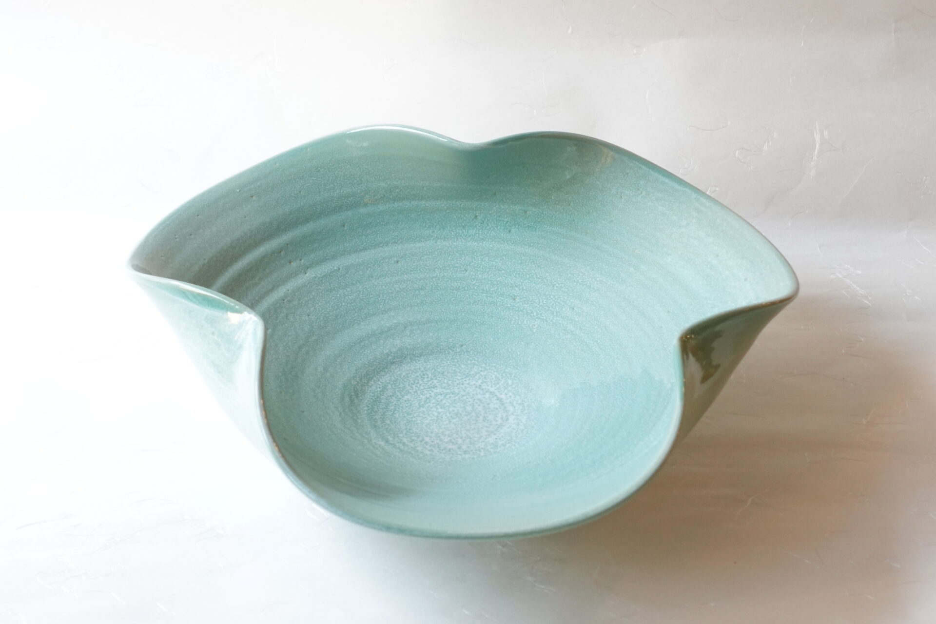 陶器 信楽焼 手づくり 水盤 ろくろ成形 花びらのよう 立体的 花器 ろくろ目 美しさ さわやか 艶 質感高い 高級感 青磁色 花を引き立てる 品格ある 美濃焼 鉄瓶 陶器 漆 漆器 有田焼 金継ぎ 焼き物 食器 陶磁器 伝統工芸品 茶碗 工芸品 九谷焼 南部鉄器 陶芸 陶器市 岐阜 焼き物 磁器 瀬戸物 岐阜県 岐阜市 美殿町６−番地 小林漆陶 漆塗り器 織部焼 小林漆器 箸 金継ぎ お香 食器 茶道具 陶器 美濃焼専門店 お皿 ceramics ih pottery うつわ うつわ屋 お皿屋さん お茶 お茶碗 お箸 かまど この辺に陶器屋さんってあります とうきいち やきもの ガラス工房 ギフト　ギフトショップ マグカップ モダン焼物 レンジできる陶器 切子 南部鉄器 どこ　岐阜市南部鉄器販売店 南部鉄器購入 岐阜県器屋 土鍋 岐阜小洒落たお皿 お椀が出る店 器 塗り物 漆塗り 陶器屋さん 食器屋さん お椀 ひのき 岐阜城周辺茶道具 販売陶器 販売陶器屋さん 陶器店 漆器店 岐阜有名な器屋さん 岐阜県食器売ってるところ 岐阜駅 陶器工芸品店 徳利 売ってる店 急須販売 扇子 抹茶 掛け軸 修復 日本陶瓷 漆器 木の食器 樺細工 江戸切子 食器 漆の器 漆器 うるし 漆器店 漆塗 漆椀 火鉢 灰 美殿町商店街 美濃焼ショップ 岐阜市 湯呑み お店 付近 美濃焼き専門店 美濃焼販売 花瓶 茶器 オンライン輪島塗 なつめ 店近くのガラス屋さん 近くの陶器屋さん 酒器 ガラス 金継ぎ依頼 岐阜鉄器鉄瓶 取扱店 Japanese 陶器 修理 陶器専門店 陶器小売店 岐阜陶器屋 陶器店 陶磁器 陶磁器専門店 陶芸家 おすすめ お店 岐阜食洗機対応 漆椀 Gifu JapanesetablewareJapanesecrafts Japaneseceramics Japanesepottery Handcrafted TraditionalCrafts Japaneseculture Traditionalart Japaneseteautensils TeaCeremony Japaneselacquerware インテリア 一輪挿し 入れ物 陶芸 陶芸皿 陶器いろいろ 陶器店 絵皿 絵柄 オンラインショップ 置物 おひつ オーブントースター 置物スタイリッシュ お皿 オブジェ 置物かわいい お皿陶磁器 お椀陶器 陶器欠損補修 花瓶 貫入 傘立て 陶器花 カップ 花 陶磁器 陶器金継ぎ キャニスター 器 急須 京都 金彩 九州 急須 陶芸食器 コーヒーカップ コップ 小物入れ 皿 ごはん鍋 食洗機 修理 食器 修理金継ぎ 陶器販売 瀬戸物 染付 タンブラー 耐熱陶器 茶碗 近くの陶器店 通販 土物 通販 手作り陶器 陶磁器 鍋