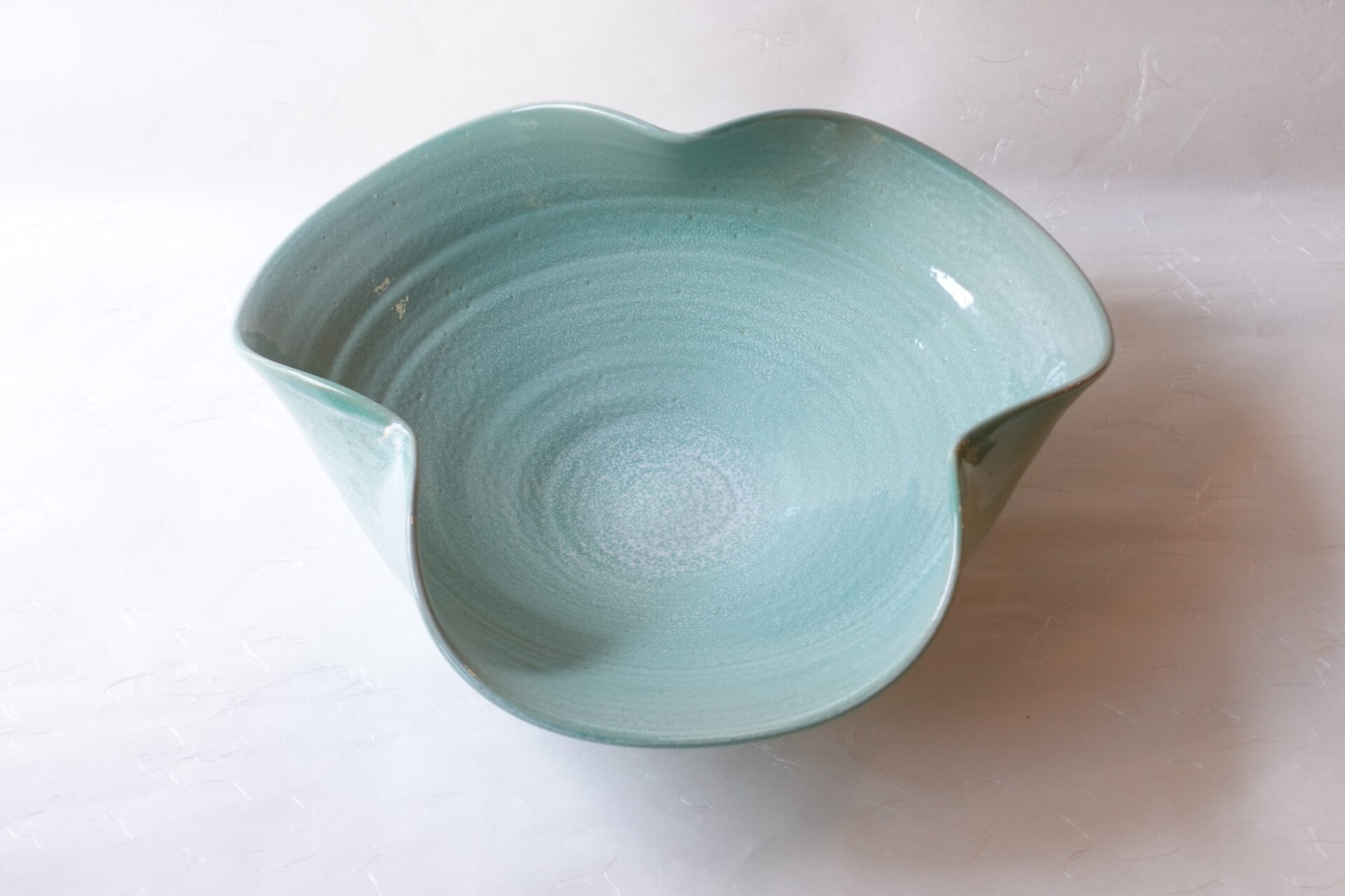 陶器 信楽焼 手づくり 水盤 ろくろ成形 花びらのよう 立体的 花器 ろくろ目 美しさ さわやか 艶 質感高い 高級感 青磁色 花を引き立てる 品格ある 美濃焼 鉄瓶 陶器 漆 漆器 有田焼 金継ぎ 焼き物 食器 陶磁器 伝統工芸品 茶碗 工芸品 九谷焼 南部鉄器 陶芸 陶器市 岐阜 焼き物 磁器 瀬戸物 岐阜県 岐阜市 美殿町６−番地 小林漆陶 漆塗り器 織部焼 小林漆器 箸 金継ぎ お香 食器 茶道具 陶器 美濃焼専門店 お皿 ceramics ih pottery うつわ うつわ屋 お皿屋さん お茶 お茶碗 お箸 かまど この辺に陶器屋さんってあります とうきいち やきもの ガラス工房 ギフト　ギフトショップ マグカップ モダン焼物 レンジできる陶器 切子 南部鉄器 どこ　岐阜市南部鉄器販売店 南部鉄器購入 岐阜県器屋 土鍋 岐阜小洒落たお皿 お椀が出る店 器 塗り物 漆塗り 陶器屋さん 食器屋さん お椀 ひのき 岐阜城周辺茶道具 販売陶器 販売陶器屋さん 陶器店 漆器店 岐阜有名な器屋さん 岐阜県食器売ってるところ 岐阜駅 陶器工芸品店 徳利 売ってる店 急須販売 扇子 抹茶 掛け軸 修復 日本陶瓷 漆器 木の食器 樺細工 江戸切子 食器 漆の器 漆器 うるし 漆器店 漆塗 漆椀 火鉢 灰 美殿町商店街 美濃焼ショップ 岐阜市 湯呑み お店 付近 美濃焼き専門店 美濃焼販売 花瓶 茶器 オンライン輪島塗 なつめ 店近くのガラス屋さん 近くの陶器屋さん 酒器 ガラス 金継ぎ依頼 岐阜鉄器鉄瓶 取扱店 Japanese 陶器 修理 陶器専門店 陶器小売店 岐阜陶器屋 陶器店 陶磁器 陶磁器専門店 陶芸家 おすすめ お店 岐阜食洗機対応 漆椀 Gifu JapanesetablewareJapanesecrafts Japaneseceramics Japanesepottery Handcrafted TraditionalCrafts Japaneseculture Traditionalart Japaneseteautensils TeaCeremony Japaneselacquerware インテリア 一輪挿し 入れ物 陶芸 陶芸皿 陶器いろいろ 陶器店 絵皿 絵柄 オンラインショップ 置物 おひつ オーブントースター 置物スタイリッシュ お皿 オブジェ 置物かわいい お皿陶磁器 お椀陶器 陶器欠損補修 花瓶 貫入 傘立て 陶器花 カップ 花 陶磁器 陶器金継ぎ キャニスター 器 急須 京都 金彩 九州 急須 陶芸食器 コーヒーカップ コップ 小物入れ 皿 ごはん鍋 食洗機 修理 食器 修理金継ぎ 陶器販売 瀬戸物 染付 タンブラー 耐熱陶器 茶碗 近くの陶器店 通販 土物 通販 手作り陶器 陶磁器 鍋