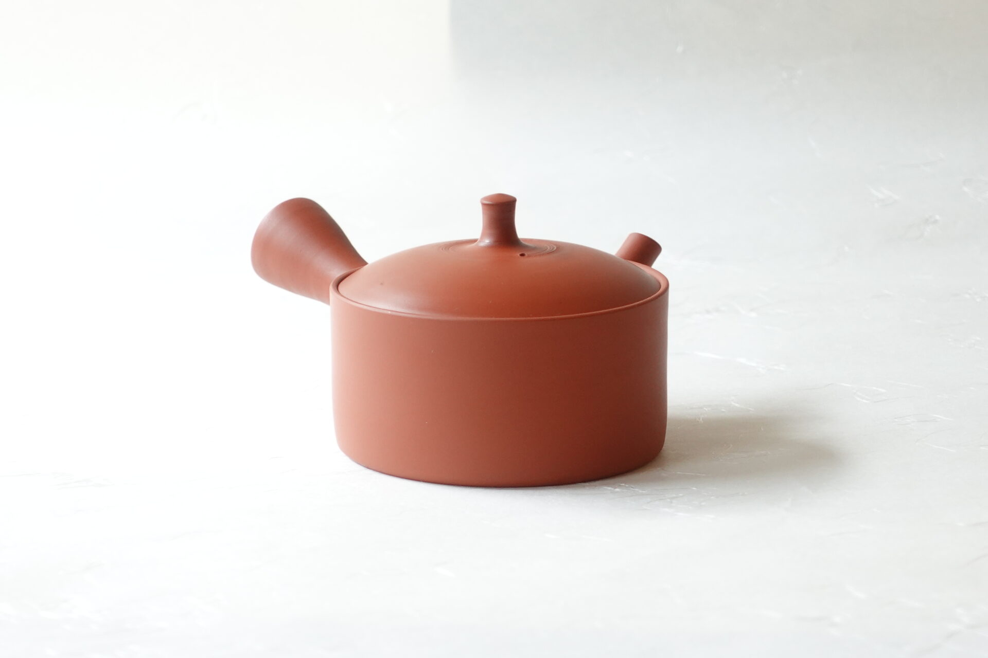 陶器 常滑焼 伝統工芸士 朱泥 急須 鉄分 まろやかな味 お茶の味を引き出す 平たい よりおいしく 甘み 旨味 手づくり 熟練 職人技 洗いやすい 清潔 衛生的 ろくろ目 切立型 丸み やわらかい雰囲気 機能的 シンプル 飽きが来ない 永く使える 逸品 美濃焼 鉄瓶 陶器 漆 漆器 有田焼 金継ぎ 焼き物 食器 陶磁器 伝統工芸品 茶碗 工芸品 九谷焼 南部鉄器 陶芸 陶器市 岐阜 焼き物 磁器 瀬戸物 岐阜県 岐阜市 美殿町６−番地 小林漆陶 漆塗り器 織部焼 小林漆器 箸 金継ぎ お香 食器 茶道具 陶器 美濃焼専門店 お皿 ceramics ih pottery うつわ うつわ屋 お皿屋さん お茶 お茶碗 お箸 かまど この辺に陶器屋さんってあります とうきいち やきもの ガラス工房 ギフト　ギフトショップ マグカップ モダン焼物 レンジできる陶器 切子 南部鉄器 どこ　岐阜市南部鉄器販売店 南部鉄器購入 岐阜県器屋 土鍋 岐阜小洒落たお皿 お椀が出る店 器 塗り物 漆塗り 陶器屋さん 食器屋さん お椀 ひのき 岐阜城周辺茶道具 販売陶器 販売陶器屋さん 陶器店 漆器店 岐阜有名な器屋さん 岐阜県食器売ってるところ 岐阜駅 陶器工芸品店 徳利 売ってる店 急須販売 扇子 抹茶 掛け軸 修復 日本陶瓷 漆器 木の食器 樺細工 江戸切子 食器 漆の器 漆器 うるし 漆器店 漆塗 漆椀 火鉢 灰 美殿町商店街 美濃焼ショップ 岐阜市 湯呑み お店 付近 美濃焼き専門店 美濃焼販売 花瓶 茶器 オンライン輪島塗 なつめ 店近くのガラス屋さん 近くの陶器屋さん 酒器 ガラス 金継ぎ依頼 岐阜鉄器鉄瓶 取扱店 Japanese 陶器 修理 陶器専門店 陶器小売店 岐阜陶器屋 陶器店 陶磁器 陶磁器専門店 陶芸家 おすすめ お店 岐阜食洗機対応 漆椀 Gifu JapanesetablewareJapanesecrafts Japaneseceramics Japanesepottery Handcrafted TraditionalCrafts Japaneseculture Traditionalart Japaneseteautensils TeaCeremony Japaneselacquerware インテリア 一輪挿し 入れ物 陶芸 陶芸皿 陶器いろいろ 陶器店 絵皿 絵柄 オンラインショップ 置物 おひつ オーブントースター 置物スタイリッシュ お皿 オブジェ 置物かわいい お皿陶磁器 お椀陶器 陶器欠損補修 花瓶 貫入 傘立て 陶器花 カップ 花 陶磁器 陶器金継ぎ キャニスター 器 急須 京都 金彩 九州 急須 陶芸食器 コーヒーカップ コップ 小物入れ 皿 ごはん鍋 食洗機 修理 食器 修理金継ぎ 陶器販売 瀬戸物 染付 タンブラー 耐熱陶器 茶碗 近くの陶器店 通販 土物 通販 手作り陶器 陶磁器 鍋