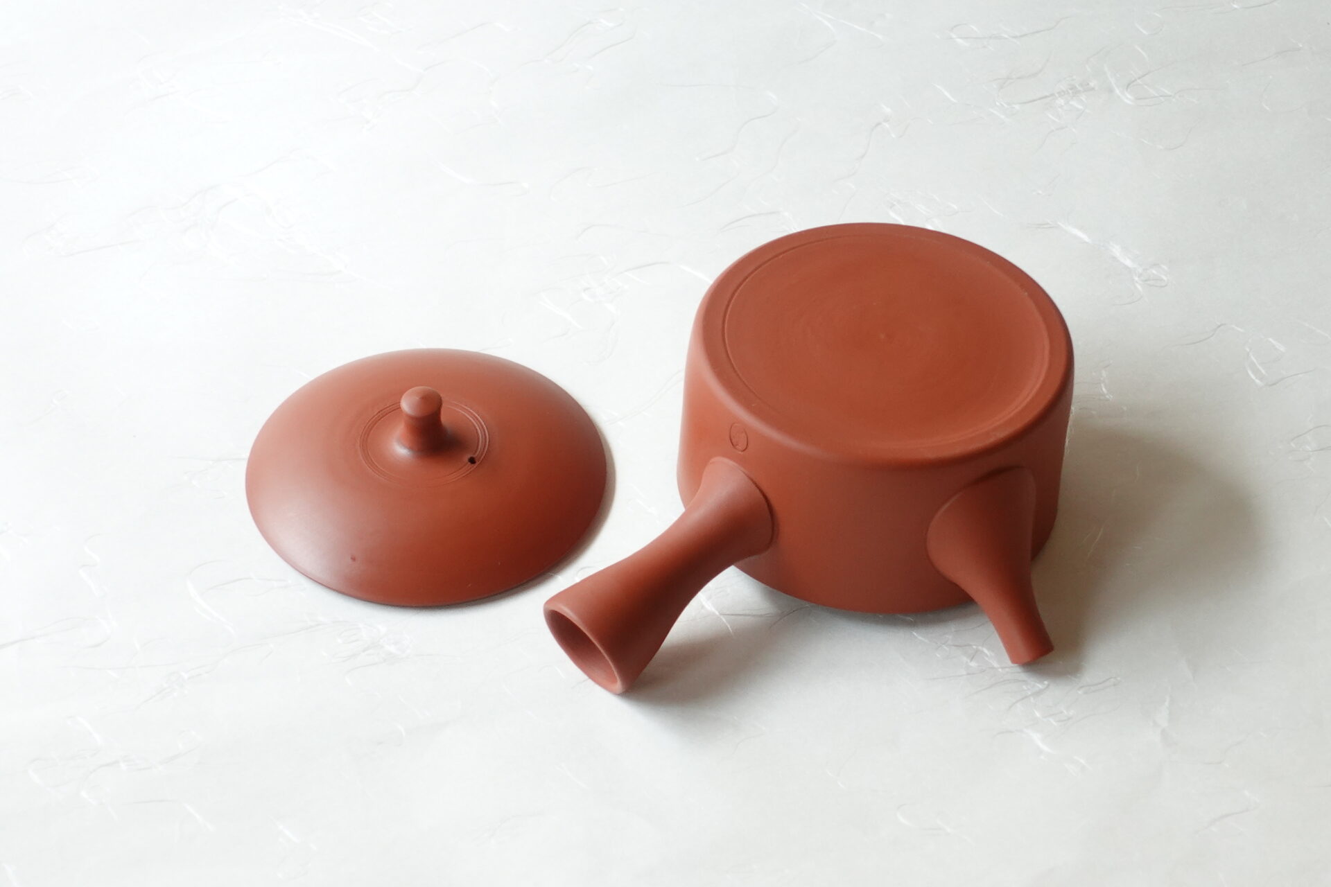 陶器 常滑焼 伝統工芸士 朱泥 急須 鉄分 まろやかな味 お茶の味を引き出す 平たい よりおいしく 甘み 旨味 手づくり 熟練 職人技 洗いやすい 清潔 衛生的 ろくろ目 切立型 丸み やわらかい雰囲気 機能的 シンプル 飽きが来ない 永く使える 逸品 美濃焼 鉄瓶 陶器 漆 漆器 有田焼 金継ぎ 焼き物 食器 陶磁器 伝統工芸品 茶碗 工芸品 九谷焼 南部鉄器 陶芸 陶器市 岐阜 焼き物 磁器 瀬戸物 岐阜県 岐阜市 美殿町６−番地 小林漆陶 漆塗り器 織部焼 小林漆器 箸 金継ぎ お香 食器 茶道具 陶器 美濃焼専門店 お皿 ceramics ih pottery うつわ うつわ屋 お皿屋さん お茶 お茶碗 お箸 かまど この辺に陶器屋さんってあります とうきいち やきもの ガラス工房 ギフト　ギフトショップ マグカップ モダン焼物 レンジできる陶器 切子 南部鉄器 どこ　岐阜市南部鉄器販売店 南部鉄器購入 岐阜県器屋 土鍋 岐阜小洒落たお皿 お椀が出る店 器 塗り物 漆塗り 陶器屋さん 食器屋さん お椀 ひのき 岐阜城周辺茶道具 販売陶器 販売陶器屋さん 陶器店 漆器店 岐阜有名な器屋さん 岐阜県食器売ってるところ 岐阜駅 陶器工芸品店 徳利 売ってる店 急須販売 扇子 抹茶 掛け軸 修復 日本陶瓷 漆器 木の食器 樺細工 江戸切子 食器 漆の器 漆器 うるし 漆器店 漆塗 漆椀 火鉢 灰 美殿町商店街 美濃焼ショップ 岐阜市 湯呑み お店 付近 美濃焼き専門店 美濃焼販売 花瓶 茶器 オンライン輪島塗 なつめ 店近くのガラス屋さん 近くの陶器屋さん 酒器 ガラス 金継ぎ依頼 岐阜鉄器鉄瓶 取扱店 Japanese 陶器 修理 陶器専門店 陶器小売店 岐阜陶器屋 陶器店 陶磁器 陶磁器専門店 陶芸家 おすすめ お店 岐阜食洗機対応 漆椀 Gifu JapanesetablewareJapanesecrafts Japaneseceramics Japanesepottery Handcrafted TraditionalCrafts Japaneseculture Traditionalart Japaneseteautensils TeaCeremony Japaneselacquerware インテリア 一輪挿し 入れ物 陶芸 陶芸皿 陶器いろいろ 陶器店 絵皿 絵柄 オンラインショップ 置物 おひつ オーブントースター 置物スタイリッシュ お皿 オブジェ 置物かわいい お皿陶磁器 お椀陶器 陶器欠損補修 花瓶 貫入 傘立て 陶器花 カップ 花 陶磁器 陶器金継ぎ キャニスター 器 急須 京都 金彩 九州 急須 陶芸食器 コーヒーカップ コップ 小物入れ 皿 ごはん鍋 食洗機 修理 食器 修理金継ぎ 陶器販売 瀬戸物 染付 タンブラー 耐熱陶器 茶碗 近くの陶器店 通販 土物 通販 手作り陶器 陶磁器 鍋