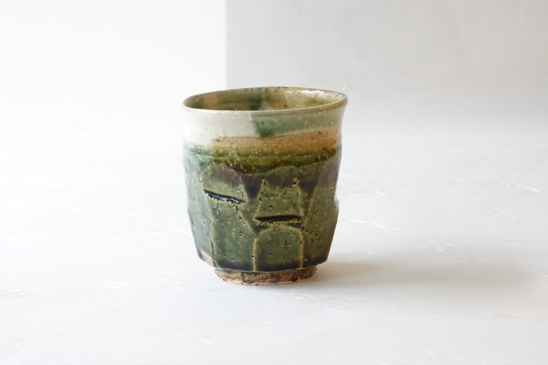 陶器 美濃焼 手づくり 湯呑 ろくろ成形 織部 削ぎ 力強い 荒々しさ ろくろ目 大ぶり たっぷり 楽しむ 口当たりが良い 飲みやすい 土もの 美濃焼 鉄瓶 陶器 漆 漆器 有田焼 金継ぎ 焼き物 食器 陶磁器 伝統工芸品 茶碗 工芸品 九谷焼 南部鉄器 陶芸 陶器市 岐阜 焼き物 磁器 瀬戸物 岐阜県 岐阜市 美殿町６−番地 小林漆陶 漆塗り器 織部焼 小林漆器 箸 金継ぎ お香 食器 茶道具 陶器 美濃焼専門店 お皿 ceramics ih pottery うつわ うつわ屋 お皿屋さん お茶 お茶碗 お箸 かまど この辺に陶器屋さんってあります とうきいち やきもの ガラス工房 ギフト　ギフトショップ マグカップ モダン焼物 レンジできる陶器 切子 南部鉄器 どこ　岐阜市南部鉄器販売店 南部鉄器購入 岐阜県器屋 土鍋 岐阜小洒落たお皿 お椀が出る店 器 塗り物 漆塗り 陶器屋さん 食器屋さん お椀 ひのき 岐阜城周辺茶道具 販売陶器 販売陶器屋さん 陶器店 漆器店 岐阜有名な器屋さん 岐阜県食器売ってるところ 岐阜駅 陶器工芸品店 徳利 売ってる店 急須販売 扇子 抹茶 掛け軸 修復 日本陶瓷 漆器 木の食器 樺細工 江戸切子 食器 漆の器 漆器 うるし 漆器店 漆塗 漆椀 火鉢 灰 美殿町商店街 美濃焼ショップ 岐阜市 湯呑み お店 付近 美濃焼き専門店 美濃焼販売 花瓶 茶器 オンライン輪島塗 なつめ 店近くのガラス屋さん 近くの陶器屋さん 酒器 ガラス 金継ぎ依頼 岐阜鉄器鉄瓶 取扱店 Japanese 陶器 修理 陶器専門店 陶器小売店 岐阜陶器屋 陶器店 陶磁器 陶磁器専門店 陶芸家 おすすめ お店 岐阜食洗機対応 漆椀 Gifu JapanesetablewareJapanesecrafts Japaneseceramics Japanesepottery Handcrafted TraditionalCrafts Japaneseculture Traditionalart Japaneseteautensils TeaCeremony Japaneselacquerware インテリア 一輪挿し 入れ物 陶芸 陶芸皿 陶器いろいろ 陶器店 絵皿 絵柄 オンラインショップ 置物 おひつ オーブントースター 置物スタイリッシュ お皿 オブジェ 置物かわいい お皿陶磁器 お椀陶器 陶器欠損補修 花瓶 貫入 傘立て 陶器花 カップ 花 陶磁器 陶器金継ぎ キャニスター 器 急須 京都 金彩 九州 急須 陶芸食器 コーヒーカップ コップ 小物入れ 皿 ごはん鍋 食洗機 修理 食器 修理金継ぎ 陶器販売 瀬戸物 染付 タンブラー 耐熱陶器 茶碗 近くの陶器店 通販 土物 通販 手作り陶器 陶磁器 鍋