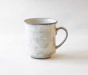 陶器 清水焼 手づくり マグカップ 黒土 櫛目 市松 手作業 多くの手間 高い技術 軽量 扱いやすい 持ちやすい 口当たりがよい 飲みやすい シンプル 洒落た 美濃焼 鉄瓶 陶器 漆 漆器 有田焼 金継ぎ 焼き物 食器 陶磁器 伝統工芸品 茶碗 工芸品 九谷焼 南部鉄器 陶芸 陶器市 岐阜 焼き物 磁器 瀬戸物 岐阜県 岐阜市 美殿町６−番地 小林漆陶 漆塗り器 織部焼 小林漆器 箸 金継ぎ お香 食器 茶道具 陶器 美濃焼専門店 お皿 ceramics ih pottery うつわ うつわ屋 お皿屋さん お茶 お茶碗 お箸 かまど この辺に陶器屋さんってあります とうきいち やきもの ガラス工房 ギフト　ギフトショップ マグカップ モダン焼物 レンジできる陶器 切子 南部鉄器 どこ　岐阜市南部鉄器販売店 南部鉄器購入 岐阜県器屋 土鍋 岐阜小洒落たお皿 お椀が出る店 器 塗り物 漆塗り 陶器屋さん 食器屋さん お椀 ひのき 岐阜城周辺茶道具 販売陶器 販売陶器屋さん 陶器店 漆器店 岐阜有名な器屋さん 岐阜県食器売ってるところ 岐阜駅 陶器工芸品店 徳利 売ってる店 急須販売 扇子 抹茶 掛け軸 修復 日本陶瓷 漆器 木の食器 樺細工 江戸切子 食器 漆の器 漆器 うるし 漆器店 漆塗 漆椀 火鉢 灰 美殿町商店街 美濃焼ショップ 岐阜市 湯呑み お店 付近 美濃焼き専門店 美濃焼販売 花瓶 茶器 オンライン輪島塗 なつめ 店近くのガラス屋さん 近くの陶器屋さん 酒器 ガラス 金継ぎ依頼 岐阜鉄器鉄瓶 取扱店 Japanese 陶器 修理 陶器専門店 陶器小売店 岐阜陶器屋 陶器店 陶磁器 陶磁器専門店 陶芸家 おすすめ お店 岐阜食洗機対応 漆椀 Gifu JapanesetablewareJapanesecrafts Japaneseceramics Japanesepottery Handcrafted TraditionalCrafts Japaneseculture Traditionalart Japaneseteautensils TeaCeremony Japaneselacquerware インテリア 一輪挿し 入れ物 陶芸 陶芸皿 陶器いろいろ 陶器店 絵皿 絵柄 オンラインショップ 置物 おひつ オーブントースター 置物スタイリッシュ お皿 オブジェ 置物かわいい お皿陶磁器 お椀陶器 陶器欠損補修 花瓶 貫入 傘立て 陶器花 カップ 花 陶磁器 陶器金継ぎ キャニスター 器 急須 京都 金彩 九州 急須 陶芸食器 コーヒーカップ コップ 小物入れ 皿 ごはん鍋 食洗機 修理 食器 修理金継ぎ 陶器販売 瀬戸物 染付 タンブラー 耐熱陶器 茶碗 近くの陶器店 通販 土物 通販 手作り陶器 陶磁器 鍋