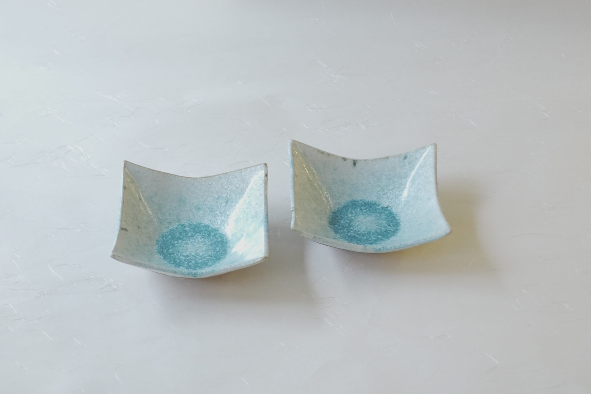 有田焼 陶器 中尾哲彰 角皿 小鉢 ペア 銀河釉 ブルー 結晶 きれい 布目 手間 スタイリッシュ 洒落た 実用性 手づくり 美濃焼 鉄瓶 陶器 漆 漆器 有田焼 金継ぎ 焼き物 食器 陶磁器 伝統工芸品 茶碗 工芸品 九谷焼 南部鉄器 陶芸 陶器市 岐阜 焼き物 磁器 瀬戸物 岐阜県 岐阜市 美殿町６−番地 小林漆陶 漆塗り器 織部焼 小林漆器 箸 金継ぎ お香 食器 茶道具 陶器 美濃焼専門店 お皿 ceramics ih pottery うつわ うつわ屋 お皿屋さん お茶 お茶碗 お箸 かまど この辺に陶器屋さんってあります とうきいち やきもの ガラス工房 ギフト　ギフトショップ マグカップ モダン焼物 レンジできる陶器 切子 南部鉄器 どこ　岐阜市南部鉄器販売店 南部鉄器購入 岐阜県器屋 土鍋 岐阜小洒落たお皿 お椀が出る店 器 塗り物 漆塗り 陶器屋さん 食器屋さん お椀 ひのき 岐阜城周辺茶道具 販売陶器 販売陶器屋さん 陶器店 漆器店 岐阜有名な器屋さん 岐阜県食器売ってるところ 岐阜駅 陶器工芸品店 徳利 売ってる店 急須販売 扇子 抹茶 掛け軸 修復 日本陶瓷 漆器 木の食器 樺細工 江戸切子 食器 漆の器 漆器 うるし 漆器店 漆塗 漆椀 火鉢 灰 美殿町商店街 美濃焼ショップ 岐阜市 湯呑み お店 付近 美濃焼き専門店 美濃焼販売 花瓶 茶器 オンライン輪島塗 なつめ 店近くのガラス屋さん 近くの陶器屋さん 酒器 ガラス 金継ぎ依頼 岐阜鉄器鉄瓶 取扱店 Japanese 陶器 修理 陶器専門店 陶器小売店 岐阜陶器屋 陶器店 陶磁器 陶磁器専門店 陶芸家 おすすめ お店 岐阜食洗機対応 漆椀 Gifu JapanesetablewareJapanesecrafts Japaneseceramics Japanesepottery Handcrafted TraditionalCrafts Japaneseculture Traditionalart Japaneseteautensils TeaCeremony Japaneselacquerware インテリア 一輪挿し 入れ物 陶芸 陶芸皿 陶器いろいろ 陶器店 絵皿 絵柄 オンラインショップ 置物 おひつ オーブントースター 置物スタイリッシュ お皿 オブジェ 置物かわいい お皿陶磁器 お椀陶器 陶器欠損補修 花瓶 貫入 傘立て 陶器花 カップ 花 陶磁器 陶器金継ぎ キャニスター 器 急須 京都 金彩 九州 急須 陶芸食器 コーヒーカップ コップ 小物入れ 皿 ごはん鍋 食洗機 修理 食器 修理金継ぎ 陶器販売 瀬戸物 染付 タンブラー 耐熱陶器 茶碗 近くの陶器店 通販 土物 通販 手作り陶器 陶磁器 鍋