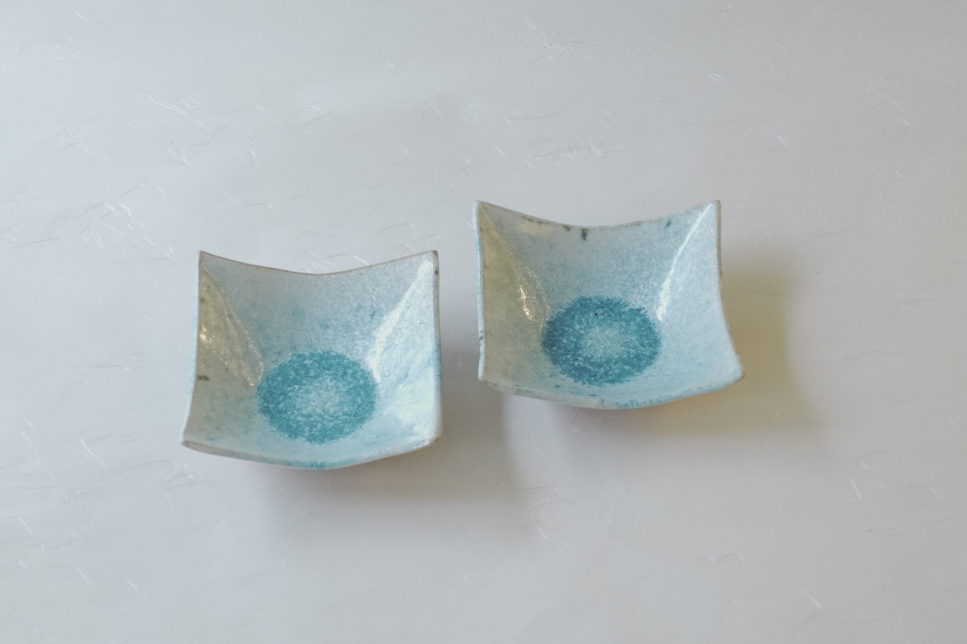 有田焼 陶器 中尾哲彰 角皿 小鉢 ペア 銀河釉 ブルー 結晶 きれい 布目 手間 スタイリッシュ 洒落た 実用性 手づくり 美濃焼 鉄瓶 陶器 漆 漆器 有田焼 金継ぎ 焼き物 食器 陶磁器 伝統工芸品 茶碗 工芸品 九谷焼 南部鉄器 陶芸 陶器市 岐阜 焼き物 磁器 瀬戸物 岐阜県 岐阜市 美殿町６−番地 小林漆陶 漆塗り器 織部焼 小林漆器 箸 金継ぎ お香 食器 茶道具 陶器 美濃焼専門店 お皿 ceramics ih pottery うつわ うつわ屋 お皿屋さん お茶 お茶碗 お箸 かまど この辺に陶器屋さんってあります とうきいち やきもの ガラス工房 ギフト　ギフトショップ マグカップ モダン焼物 レンジできる陶器 切子 南部鉄器 どこ　岐阜市南部鉄器販売店 南部鉄器購入 岐阜県器屋 土鍋 岐阜小洒落たお皿 お椀が出る店 器 塗り物 漆塗り 陶器屋さん 食器屋さん お椀 ひのき 岐阜城周辺茶道具 販売陶器 販売陶器屋さん 陶器店 漆器店 岐阜有名な器屋さん 岐阜県食器売ってるところ 岐阜駅 陶器工芸品店 徳利 売ってる店 急須販売 扇子 抹茶 掛け軸 修復 日本陶瓷 漆器 木の食器 樺細工 江戸切子 食器 漆の器 漆器 うるし 漆器店 漆塗 漆椀 火鉢 灰 美殿町商店街 美濃焼ショップ 岐阜市 湯呑み お店 付近 美濃焼き専門店 美濃焼販売 花瓶 茶器 オンライン輪島塗 なつめ 店近くのガラス屋さん 近くの陶器屋さん 酒器 ガラス 金継ぎ依頼 岐阜鉄器鉄瓶 取扱店 Japanese 陶器 修理 陶器専門店 陶器小売店 岐阜陶器屋 陶器店 陶磁器 陶磁器専門店 陶芸家 おすすめ お店 岐阜食洗機対応 漆椀 Gifu JapanesetablewareJapanesecrafts Japaneseceramics Japanesepottery Handcrafted TraditionalCrafts Japaneseculture Traditionalart Japaneseteautensils TeaCeremony Japaneselacquerware インテリア 一輪挿し 入れ物 陶芸 陶芸皿 陶器いろいろ 陶器店 絵皿 絵柄 オンラインショップ 置物 おひつ オーブントースター 置物スタイリッシュ お皿 オブジェ 置物かわいい お皿陶磁器 お椀陶器 陶器欠損補修 花瓶 貫入 傘立て 陶器花 カップ 花 陶磁器 陶器金継ぎ キャニスター 器 急須 京都 金彩 九州 急須 陶芸食器 コーヒーカップ コップ 小物入れ 皿 ごはん鍋 食洗機 修理 食器 修理金継ぎ 陶器販売 瀬戸物 染付 タンブラー 耐熱陶器 茶碗 近くの陶器店 通販 土物 通販 手作り陶器 陶磁器 鍋