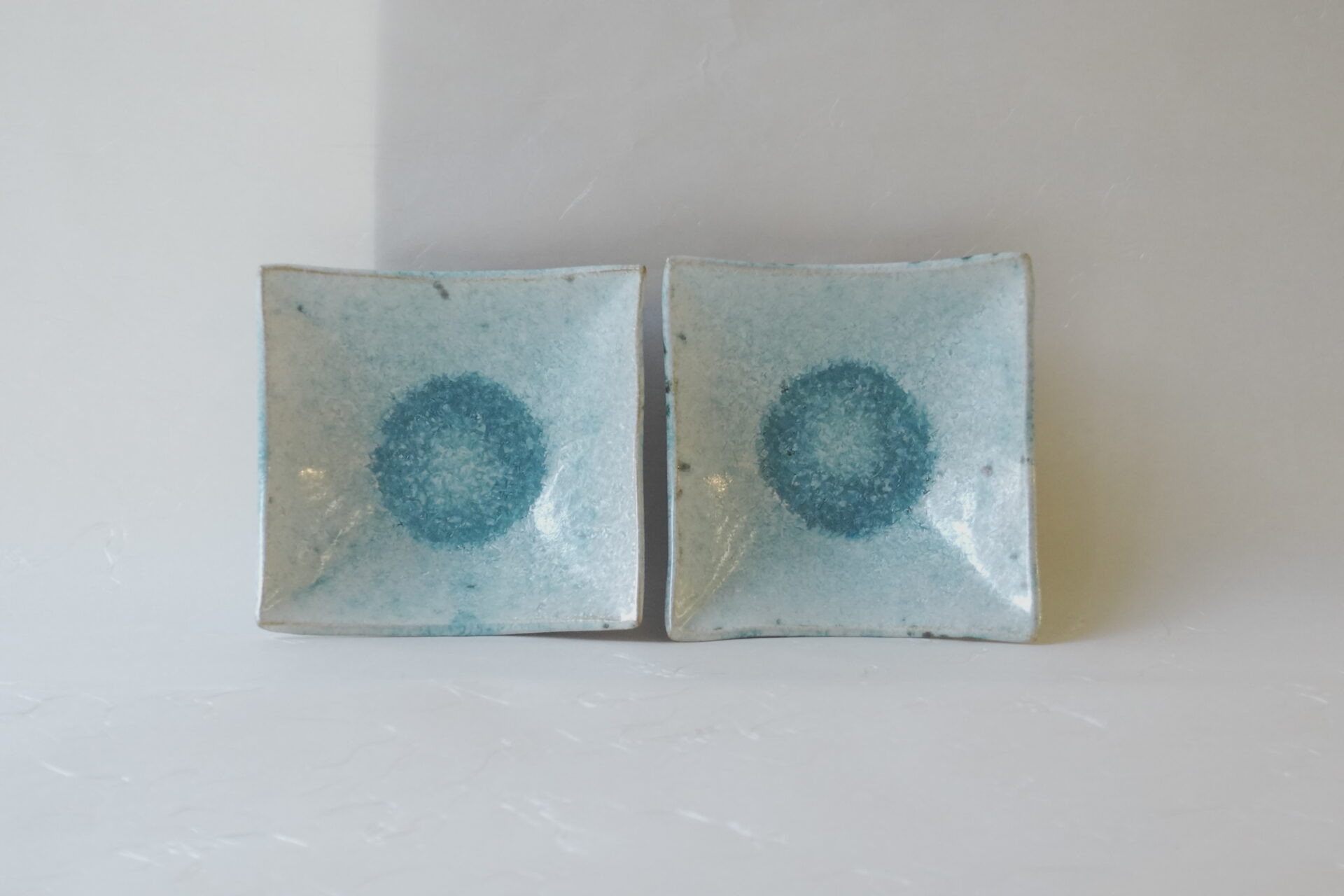 有田焼 陶器 中尾哲彰 角皿 小鉢 ペア 銀河釉 ブルー 結晶 きれい 布目 手間 スタイリッシュ 洒落た 実用性 手づくり 美濃焼 鉄瓶 陶器 漆 漆器 有田焼 金継ぎ 焼き物 食器 陶磁器 伝統工芸品 茶碗 工芸品 九谷焼 南部鉄器 陶芸 陶器市 岐阜 焼き物 磁器 瀬戸物 岐阜県 岐阜市 美殿町６−番地 小林漆陶 漆塗り器 織部焼 小林漆器 箸 金継ぎ お香 食器 茶道具 陶器 美濃焼専門店 お皿 ceramics ih pottery うつわ うつわ屋 お皿屋さん お茶 お茶碗 お箸 かまど この辺に陶器屋さんってあります とうきいち やきもの ガラス工房 ギフト　ギフトショップ マグカップ モダン焼物 レンジできる陶器 切子 南部鉄器 どこ　岐阜市南部鉄器販売店 南部鉄器購入 岐阜県器屋 土鍋 岐阜小洒落たお皿 お椀が出る店 器 塗り物 漆塗り 陶器屋さん 食器屋さん お椀 ひのき 岐阜城周辺茶道具 販売陶器 販売陶器屋さん 陶器店 漆器店 岐阜有名な器屋さん 岐阜県食器売ってるところ 岐阜駅 陶器工芸品店 徳利 売ってる店 急須販売 扇子 抹茶 掛け軸 修復 日本陶瓷 漆器 木の食器 樺細工 江戸切子 食器 漆の器 漆器 うるし 漆器店 漆塗 漆椀 火鉢 灰 美殿町商店街 美濃焼ショップ 岐阜市 湯呑み お店 付近 美濃焼き専門店 美濃焼販売 花瓶 茶器 オンライン輪島塗 なつめ 店近くのガラス屋さん 近くの陶器屋さん 酒器 ガラス 金継ぎ依頼 岐阜鉄器鉄瓶 取扱店 Japanese 陶器 修理 陶器専門店 陶器小売店 岐阜陶器屋 陶器店 陶磁器 陶磁器専門店 陶芸家 おすすめ お店 岐阜食洗機対応 漆椀 Gifu JapanesetablewareJapanesecrafts Japaneseceramics Japanesepottery Handcrafted TraditionalCrafts Japaneseculture Traditionalart Japaneseteautensils TeaCeremony Japaneselacquerware インテリア 一輪挿し 入れ物 陶芸 陶芸皿 陶器いろいろ 陶器店 絵皿 絵柄 オンラインショップ 置物 おひつ オーブントースター 置物スタイリッシュ お皿 オブジェ 置物かわいい お皿陶磁器 お椀陶器 陶器欠損補修 花瓶 貫入 傘立て 陶器花 カップ 花 陶磁器 陶器金継ぎ キャニスター 器 急須 京都 金彩 九州 急須 陶芸食器 コーヒーカップ コップ 小物入れ 皿 ごはん鍋 食洗機 修理 食器 修理金継ぎ 陶器販売 瀬戸物 染付 タンブラー 耐熱陶器 茶碗 近くの陶器店 通販 土物 通販 手作り陶器 陶磁器 鍋