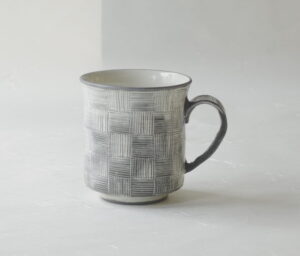 陶器 清水焼 マグカップ 黒土 ろくろ成形 櫛目 市松 手作業 多くの手間 高い技術 軽量 扱いやすい 持ちやすい 口当たりが良い 飲みやすい シンプル 洒落たデザイン 美濃焼 鉄瓶 陶器 漆 漆器 有田焼 金継ぎ 焼き物 食器 陶磁器 伝統工芸品 茶碗 工芸品 九谷焼 南部鉄器 陶芸 陶器市 岐阜 焼き物 磁器 瀬戸物 岐阜県 岐阜市 美殿町６−番地 小林漆陶 漆塗り器 織部焼 小林漆器 箸 金継ぎ お香 食器 茶道具 陶器 美濃焼専門店 お皿 ceramics ih pottery うつわ うつわ屋 お皿屋さん お茶 お茶碗 お箸 かまど この辺に陶器屋さんってあります とうきいち やきもの ガラス工房 ギフト　ギフトショップ マグカップ モダン焼物 レンジできる陶器 切子 南部鉄器 どこ　岐阜市南部鉄器販売店 南部鉄器購入 岐阜県器屋 土鍋 岐阜小洒落たお皿 お椀が出る店 器 塗り物 漆塗り 陶器屋さん 食器屋さん お椀 ひのき 岐阜城周辺茶道具 販売陶器 販売陶器屋さん 陶器店 漆器店 岐阜有名な器屋さん 岐阜県食器売ってるところ 岐阜駅 陶器工芸品店 徳利 売ってる店 急須販売 扇子 抹茶 掛け軸 修復 日本陶瓷 漆器 木の食器 樺細工 江戸切子 食器 漆の器 漆器 うるし 漆器店 漆塗 漆椀 火鉢 灰 美殿町商店街 美濃焼ショップ 岐阜市 湯呑み お店 付近 美濃焼き専門店 美濃焼販売 花瓶 茶器 オンライン輪島塗 なつめ 店近くのガラス屋さん 近くの陶器屋さん 酒器 ガラス 金継ぎ依頼 岐阜鉄器鉄瓶 取扱店 Japanese 陶器 修理 陶器専門店 陶器小売店 岐阜陶器屋 陶器店 陶磁器 陶磁器専門店 陶芸家 おすすめ お店 岐阜食洗機対応 漆椀 Gifu JapanesetablewareJapanesecrafts Japaneseceramics Japanesepottery Handcrafted TraditionalCrafts Japaneseculture Traditionalart Japaneseteautensils TeaCeremony Japaneselacquerware インテリア 一輪挿し 入れ物 陶芸 陶芸皿 陶器いろいろ 陶器店 絵皿 絵柄 オンラインショップ 置物 おひつ オーブントースター 置物スタイリッシュ お皿 オブジェ 置物かわいい お皿陶磁器 お椀陶器 陶器欠損補修 花瓶 貫入 傘立て 陶器花 カップ 花 陶磁器 陶器金継ぎ キャニスター 器 急須 京都 金彩 九州 急須 陶芸食器 コーヒーカップ コップ 小物入れ 皿 ごはん鍋 食洗機 修理 食器 修理金継ぎ 陶器販売 瀬戸物 染付 タンブラー 耐熱陶器 茶碗 近くの陶器店 通販 土物 通販 手作り陶器 陶磁器 鍋