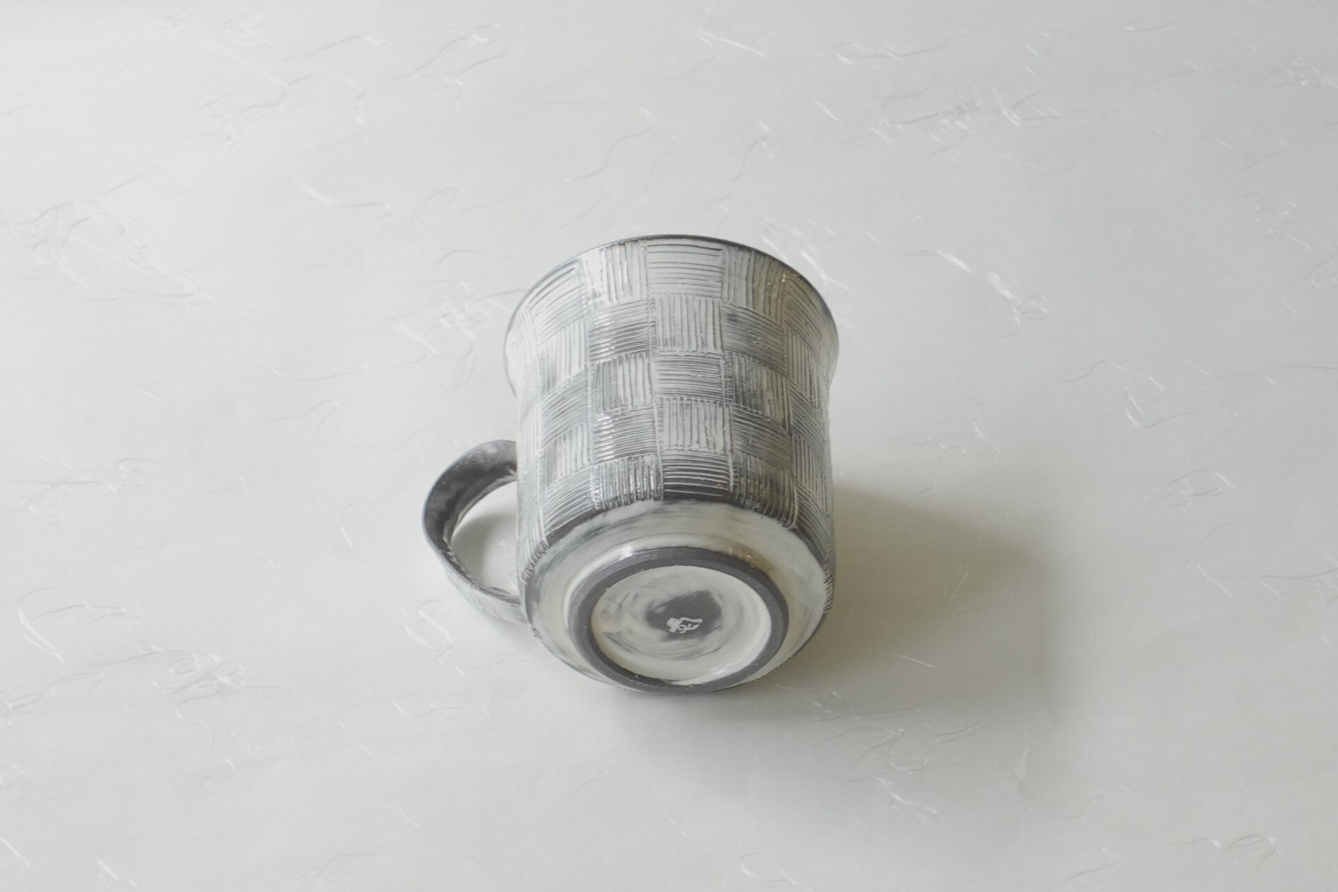 陶器 清水焼 マグカップ 黒土 ろくろ成形 櫛目 市松 手作業 多くの手間 高い技術 軽量 扱いやすい 持ちやすい 口当たりが良い 飲みやすい シンプル 洒落たデザイン 美濃焼 鉄瓶 陶器 漆 漆器 有田焼 金継ぎ 焼き物 食器 陶磁器 伝統工芸品 茶碗 工芸品 九谷焼 南部鉄器 陶芸 陶器市 岐阜 焼き物 磁器 瀬戸物 岐阜県 岐阜市 美殿町６−番地 小林漆陶 漆塗り器 織部焼 小林漆器 箸 金継ぎ お香 食器 茶道具 陶器 美濃焼専門店 お皿 ceramics ih pottery うつわ うつわ屋 お皿屋さん お茶 お茶碗 お箸 かまど この辺に陶器屋さんってあります とうきいち やきもの ガラス工房 ギフト　ギフトショップ マグカップ モダン焼物 レンジできる陶器 切子 南部鉄器 どこ　岐阜市南部鉄器販売店 南部鉄器購入 岐阜県器屋 土鍋 岐阜小洒落たお皿 お椀が出る店 器 塗り物 漆塗り 陶器屋さん 食器屋さん お椀 ひのき 岐阜城周辺茶道具 販売陶器 販売陶器屋さん 陶器店 漆器店 岐阜有名な器屋さん 岐阜県食器売ってるところ 岐阜駅 陶器工芸品店 徳利 売ってる店 急須販売 扇子 抹茶 掛け軸 修復 日本陶瓷 漆器 木の食器 樺細工 江戸切子 食器 漆の器 漆器 うるし 漆器店 漆塗 漆椀 火鉢 灰 美殿町商店街 美濃焼ショップ 岐阜市 湯呑み お店 付近 美濃焼き専門店 美濃焼販売 花瓶 茶器 オンライン輪島塗 なつめ 店近くのガラス屋さん 近くの陶器屋さん 酒器 ガラス 金継ぎ依頼 岐阜鉄器鉄瓶 取扱店 Japanese 陶器 修理 陶器専門店 陶器小売店 岐阜陶器屋 陶器店 陶磁器 陶磁器専門店 陶芸家 おすすめ お店 岐阜食洗機対応 漆椀 Gifu JapanesetablewareJapanesecrafts Japaneseceramics Japanesepottery Handcrafted TraditionalCrafts Japaneseculture Traditionalart Japaneseteautensils TeaCeremony Japaneselacquerware インテリア 一輪挿し 入れ物 陶芸 陶芸皿 陶器いろいろ 陶器店 絵皿 絵柄 オンラインショップ 置物 おひつ オーブントースター 置物スタイリッシュ お皿 オブジェ 置物かわいい お皿陶磁器 お椀陶器 陶器欠損補修 花瓶 貫入 傘立て 陶器花 カップ 花 陶磁器 陶器金継ぎ キャニスター 器 急須 京都 金彩 九州 急須 陶芸食器 コーヒーカップ コップ 小物入れ 皿 ごはん鍋 食洗機 修理 食器 修理金継ぎ 陶器販売 瀬戸物 染付 タンブラー 耐熱陶器 茶碗 近くの陶器店 通販 土物 通販 手作り陶器 陶磁器 鍋