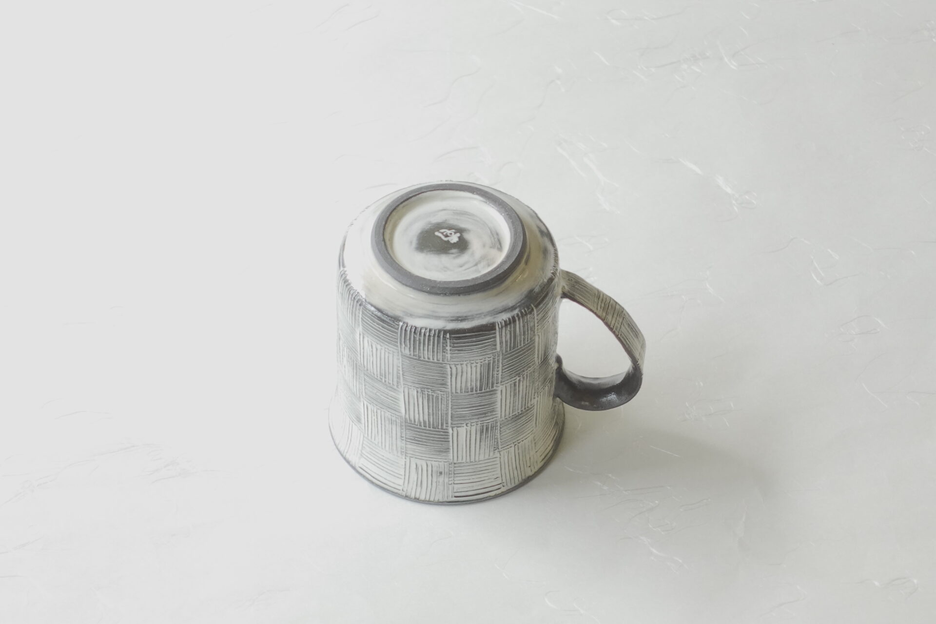 陶器 清水焼 マグカップ 黒土 ろくろ成形 櫛目 市松 手作業 多くの手間 高い技術 軽量 扱いやすい 持ちやすい 口当たりが良い 飲みやすい シンプル 洒落たデザイン 美濃焼 鉄瓶 陶器 漆 漆器 有田焼 金継ぎ 焼き物 食器 陶磁器 伝統工芸品 茶碗 工芸品 九谷焼 南部鉄器 陶芸 陶器市 岐阜 焼き物 磁器 瀬戸物 岐阜県 岐阜市 美殿町６−番地 小林漆陶 漆塗り器 織部焼 小林漆器 箸 金継ぎ お香 食器 茶道具 陶器 美濃焼専門店 お皿 ceramics ih pottery うつわ うつわ屋 お皿屋さん お茶 お茶碗 お箸 かまど この辺に陶器屋さんってあります とうきいち やきもの ガラス工房 ギフト　ギフトショップ マグカップ モダン焼物 レンジできる陶器 切子 南部鉄器 どこ　岐阜市南部鉄器販売店 南部鉄器購入 岐阜県器屋 土鍋 岐阜小洒落たお皿 お椀が出る店 器 塗り物 漆塗り 陶器屋さん 食器屋さん お椀 ひのき 岐阜城周辺茶道具 販売陶器 販売陶器屋さん 陶器店 漆器店 岐阜有名な器屋さん 岐阜県食器売ってるところ 岐阜駅 陶器工芸品店 徳利 売ってる店 急須販売 扇子 抹茶 掛け軸 修復 日本陶瓷 漆器 木の食器 樺細工 江戸切子 食器 漆の器 漆器 うるし 漆器店 漆塗 漆椀 火鉢 灰 美殿町商店街 美濃焼ショップ 岐阜市 湯呑み お店 付近 美濃焼き専門店 美濃焼販売 花瓶 茶器 オンライン輪島塗 なつめ 店近くのガラス屋さん 近くの陶器屋さん 酒器 ガラス 金継ぎ依頼 岐阜鉄器鉄瓶 取扱店 Japanese 陶器 修理 陶器専門店 陶器小売店 岐阜陶器屋 陶器店 陶磁器 陶磁器専門店 陶芸家 おすすめ お店 岐阜食洗機対応 漆椀 Gifu JapanesetablewareJapanesecrafts Japaneseceramics Japanesepottery Handcrafted TraditionalCrafts Japaneseculture Traditionalart Japaneseteautensils TeaCeremony Japaneselacquerware インテリア 一輪挿し 入れ物 陶芸 陶芸皿 陶器いろいろ 陶器店 絵皿 絵柄 オンラインショップ 置物 おひつ オーブントースター 置物スタイリッシュ お皿 オブジェ 置物かわいい お皿陶磁器 お椀陶器 陶器欠損補修 花瓶 貫入 傘立て 陶器花 カップ 花 陶磁器 陶器金継ぎ キャニスター 器 急須 京都 金彩 九州 急須 陶芸食器 コーヒーカップ コップ 小物入れ 皿 ごはん鍋 食洗機 修理 食器 修理金継ぎ 陶器販売 瀬戸物 染付 タンブラー 耐熱陶器 茶碗 近くの陶器店 通販 土物 通販 手作り陶器 陶磁器 鍋