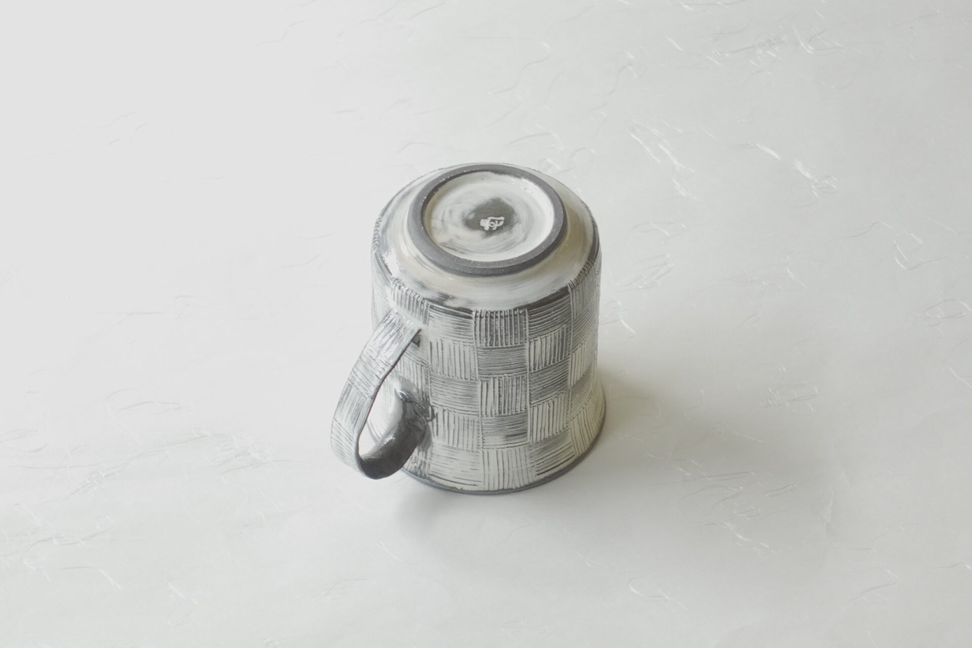 陶器 清水焼 マグカップ 黒土 ろくろ成形 櫛目 市松 手作業 多くの手間 高い技術 軽量 扱いやすい 持ちやすい 口当たりが良い 飲みやすい シンプル 洒落たデザイン 美濃焼 鉄瓶 陶器 漆 漆器 有田焼 金継ぎ 焼き物 食器 陶磁器 伝統工芸品 茶碗 工芸品 九谷焼 南部鉄器 陶芸 陶器市 岐阜 焼き物 磁器 瀬戸物 岐阜県 岐阜市 美殿町６−番地 小林漆陶 漆塗り器 織部焼 小林漆器 箸 金継ぎ お香 食器 茶道具 陶器 美濃焼専門店 お皿 ceramics ih pottery うつわ うつわ屋 お皿屋さん お茶 お茶碗 お箸 かまど この辺に陶器屋さんってあります とうきいち やきもの ガラス工房 ギフト　ギフトショップ マグカップ モダン焼物 レンジできる陶器 切子 南部鉄器 どこ　岐阜市南部鉄器販売店 南部鉄器購入 岐阜県器屋 土鍋 岐阜小洒落たお皿 お椀が出る店 器 塗り物 漆塗り 陶器屋さん 食器屋さん お椀 ひのき 岐阜城周辺茶道具 販売陶器 販売陶器屋さん 陶器店 漆器店 岐阜有名な器屋さん 岐阜県食器売ってるところ 岐阜駅 陶器工芸品店 徳利 売ってる店 急須販売 扇子 抹茶 掛け軸 修復 日本陶瓷 漆器 木の食器 樺細工 江戸切子 食器 漆の器 漆器 うるし 漆器店 漆塗 漆椀 火鉢 灰 美殿町商店街 美濃焼ショップ 岐阜市 湯呑み お店 付近 美濃焼き専門店 美濃焼販売 花瓶 茶器 オンライン輪島塗 なつめ 店近くのガラス屋さん 近くの陶器屋さん 酒器 ガラス 金継ぎ依頼 岐阜鉄器鉄瓶 取扱店 Japanese 陶器 修理 陶器専門店 陶器小売店 岐阜陶器屋 陶器店 陶磁器 陶磁器専門店 陶芸家 おすすめ お店 岐阜食洗機対応 漆椀 Gifu JapanesetablewareJapanesecrafts Japaneseceramics Japanesepottery Handcrafted TraditionalCrafts Japaneseculture Traditionalart Japaneseteautensils TeaCeremony Japaneselacquerware インテリア 一輪挿し 入れ物 陶芸 陶芸皿 陶器いろいろ 陶器店 絵皿 絵柄 オンラインショップ 置物 おひつ オーブントースター 置物スタイリッシュ お皿 オブジェ 置物かわいい お皿陶磁器 お椀陶器 陶器欠損補修 花瓶 貫入 傘立て 陶器花 カップ 花 陶磁器 陶器金継ぎ キャニスター 器 急須 京都 金彩 九州 急須 陶芸食器 コーヒーカップ コップ 小物入れ 皿 ごはん鍋 食洗機 修理 食器 修理金継ぎ 陶器販売 瀬戸物 染付 タンブラー 耐熱陶器 茶碗 近くの陶器店 通販 土物 通販 手作り陶器 陶磁器 鍋