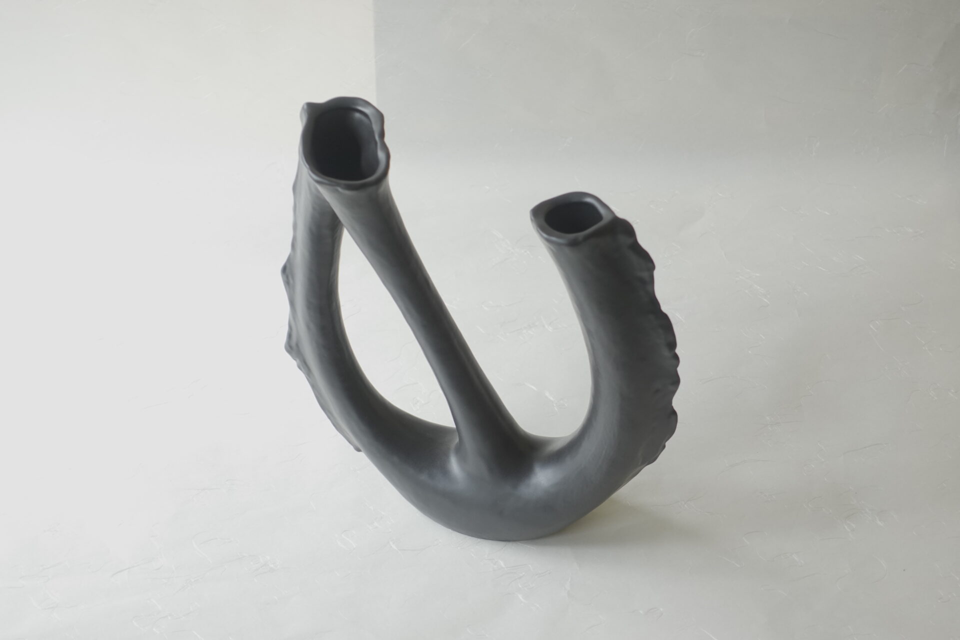 陶器 信楽焼 変形 花器 黒 シンプル 花入れ 土味 手づくり 花を活ける 自由度 花を引き立てる 美濃焼 鉄瓶 陶器 漆 漆器 有田焼 金継ぎ 焼き物 食器 陶磁器 伝統工芸品 茶碗 工芸品 九谷焼 南部鉄器 陶芸 陶器市 岐阜 焼き物 磁器 瀬戸物 岐阜県 岐阜市 美殿町６−番地 小林漆陶 漆塗り器 織部焼 小林漆器 箸 金継ぎ お香 食器 茶道具 陶器 美濃焼専門店 お皿 ceramics ih pottery うつわ うつわ屋 お皿屋さん お茶 お茶碗 お箸 かまど この辺に陶器屋さんってあります とうきいち やきもの ガラス工房 ギフト　ギフトショップ マグカップ モダン焼物 レンジできる陶器 切子 南部鉄器 どこ　岐阜市南部鉄器販売店 南部鉄器購入 岐阜県器屋 土鍋 岐阜小洒落たお皿 お椀が出る店 器 塗り物 漆塗り 陶器屋さん 食器屋さん お椀 ひのき 岐阜城周辺茶道具 販売陶器 販売陶器屋さん 陶器店 漆器店 岐阜有名な器屋さん 岐阜県食器売ってるところ 岐阜駅 陶器工芸品店 徳利 売ってる店 急須販売 扇子 抹茶 掛け軸 修復 日本陶瓷 漆器 木の食器 樺細工 江戸切子 食器 漆の器 漆器 うるし 漆器店 漆塗 漆椀 火鉢 灰 美殿町商店街 美濃焼ショップ 岐阜市 湯呑み お店 付近 美濃焼き専門店 美濃焼販売 花瓶 茶器 オンライン輪島塗 なつめ 店近くのガラス屋さん 近くの陶器屋さん 酒器 ガラス 金継ぎ依頼 岐阜鉄器鉄瓶 取扱店 Japanese 陶器 修理 陶器専門店 陶器小売店 岐阜陶器屋 陶器店 陶磁器 陶磁器専門店 陶芸家 おすすめ お店 岐阜食洗機対応 漆椀 Gifu JapanesetablewareJapanesecrafts Japaneseceramics Japanesepottery Handcrafted TraditionalCrafts Japaneseculture Traditionalart Japaneseteautensils TeaCeremony Japaneselacquerware インテリア 一輪挿し 入れ物 陶芸 陶芸皿 陶器いろいろ 陶器店 絵皿 絵柄 オンラインショップ 置物 おひつ オーブントースター 置物スタイリッシュ お皿 オブジェ 置物かわいい お皿陶磁器 お椀陶器 陶器欠損補修 花瓶 貫入 傘立て 陶器花 カップ 花 陶磁器 陶器金継ぎ キャニスター 器 急須 京都 金彩 九州 急須 陶芸食器 コーヒーカップ コップ 小物入れ 皿 ごはん鍋 食洗機 修理 食器 修理金継ぎ 陶器販売 瀬戸物 染付 タンブラー 耐熱陶器 茶碗 近くの陶器店 通販 土物 通販 手作り陶器 陶磁器 鍋