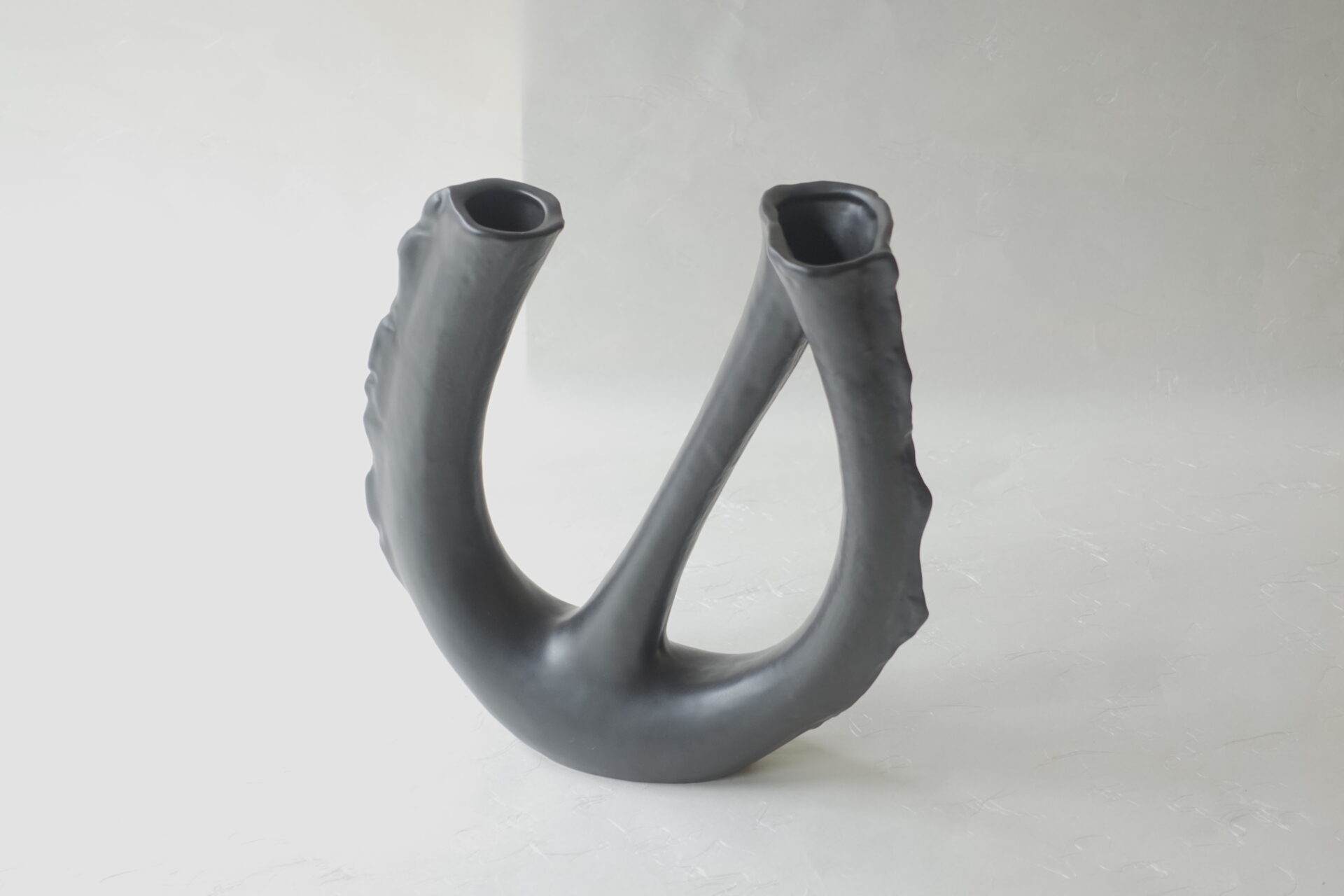 陶器 信楽焼 変形 花器 黒 シンプル 花入れ 土味 手づくり 花を活ける 自由度 花を引き立てる 美濃焼 鉄瓶 陶器 漆 漆器 有田焼 金継ぎ 焼き物 食器 陶磁器 伝統工芸品 茶碗 工芸品 九谷焼 南部鉄器 陶芸 陶器市 岐阜 焼き物 磁器 瀬戸物 岐阜県 岐阜市 美殿町６−番地 小林漆陶 漆塗り器 織部焼 小林漆器 箸 金継ぎ お香 食器 茶道具 陶器 美濃焼専門店 お皿 ceramics ih pottery うつわ うつわ屋 お皿屋さん お茶 お茶碗 お箸 かまど この辺に陶器屋さんってあります とうきいち やきもの ガラス工房 ギフト　ギフトショップ マグカップ モダン焼物 レンジできる陶器 切子 南部鉄器 どこ　岐阜市南部鉄器販売店 南部鉄器購入 岐阜県器屋 土鍋 岐阜小洒落たお皿 お椀が出る店 器 塗り物 漆塗り 陶器屋さん 食器屋さん お椀 ひのき 岐阜城周辺茶道具 販売陶器 販売陶器屋さん 陶器店 漆器店 岐阜有名な器屋さん 岐阜県食器売ってるところ 岐阜駅 陶器工芸品店 徳利 売ってる店 急須販売 扇子 抹茶 掛け軸 修復 日本陶瓷 漆器 木の食器 樺細工 江戸切子 食器 漆の器 漆器 うるし 漆器店 漆塗 漆椀 火鉢 灰 美殿町商店街 美濃焼ショップ 岐阜市 湯呑み お店 付近 美濃焼き専門店 美濃焼販売 花瓶 茶器 オンライン輪島塗 なつめ 店近くのガラス屋さん 近くの陶器屋さん 酒器 ガラス 金継ぎ依頼 岐阜鉄器鉄瓶 取扱店 Japanese 陶器 修理 陶器専門店 陶器小売店 岐阜陶器屋 陶器店 陶磁器 陶磁器専門店 陶芸家 おすすめ お店 岐阜食洗機対応 漆椀 Gifu JapanesetablewareJapanesecrafts Japaneseceramics Japanesepottery Handcrafted TraditionalCrafts Japaneseculture Traditionalart Japaneseteautensils TeaCeremony Japaneselacquerware インテリア 一輪挿し 入れ物 陶芸 陶芸皿 陶器いろいろ 陶器店 絵皿 絵柄 オンラインショップ 置物 おひつ オーブントースター 置物スタイリッシュ お皿 オブジェ 置物かわいい お皿陶磁器 お椀陶器 陶器欠損補修 花瓶 貫入 傘立て 陶器花 カップ 花 陶磁器 陶器金継ぎ キャニスター 器 急須 京都 金彩 九州 急須 陶芸食器 コーヒーカップ コップ 小物入れ 皿 ごはん鍋 食洗機 修理 食器 修理金継ぎ 陶器販売 瀬戸物 染付 タンブラー 耐熱陶器 茶碗 近くの陶器店 通販 土物 通販 手作り陶器 陶磁器 鍋