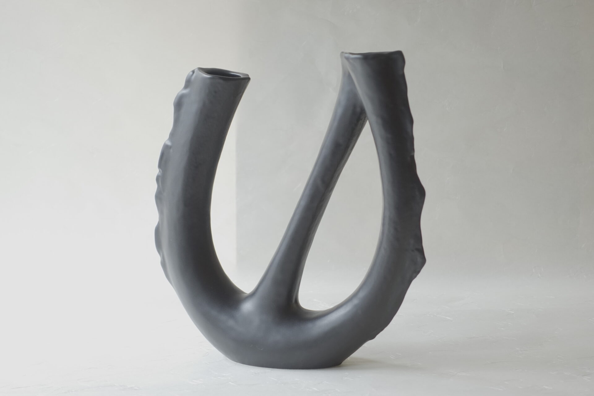 陶器 信楽焼 変形 花器 黒 シンプル 花入れ 土味 手づくり 花を活ける 自由度 花を引き立てる 美濃焼 鉄瓶 陶器 漆 漆器 有田焼 金継ぎ 焼き物 食器 陶磁器 伝統工芸品 茶碗 工芸品 九谷焼 南部鉄器 陶芸 陶器市 岐阜 焼き物 磁器 瀬戸物 岐阜県 岐阜市 美殿町６−番地 小林漆陶 漆塗り器 織部焼 小林漆器 箸 金継ぎ お香 食器 茶道具 陶器 美濃焼専門店 お皿 ceramics ih pottery うつわ うつわ屋 お皿屋さん お茶 お茶碗 お箸 かまど この辺に陶器屋さんってあります とうきいち やきもの ガラス工房 ギフト　ギフトショップ マグカップ モダン焼物 レンジできる陶器 切子 南部鉄器 どこ　岐阜市南部鉄器販売店 南部鉄器購入 岐阜県器屋 土鍋 岐阜小洒落たお皿 お椀が出る店 器 塗り物 漆塗り 陶器屋さん 食器屋さん お椀 ひのき 岐阜城周辺茶道具 販売陶器 販売陶器屋さん 陶器店 漆器店 岐阜有名な器屋さん 岐阜県食器売ってるところ 岐阜駅 陶器工芸品店 徳利 売ってる店 急須販売 扇子 抹茶 掛け軸 修復 日本陶瓷 漆器 木の食器 樺細工 江戸切子 食器 漆の器 漆器 うるし 漆器店 漆塗 漆椀 火鉢 灰 美殿町商店街 美濃焼ショップ 岐阜市 湯呑み お店 付近 美濃焼き専門店 美濃焼販売 花瓶 茶器 オンライン輪島塗 なつめ 店近くのガラス屋さん 近くの陶器屋さん 酒器 ガラス 金継ぎ依頼 岐阜鉄器鉄瓶 取扱店 Japanese 陶器 修理 陶器専門店 陶器小売店 岐阜陶器屋 陶器店 陶磁器 陶磁器専門店 陶芸家 おすすめ お店 岐阜食洗機対応 漆椀 Gifu JapanesetablewareJapanesecrafts Japaneseceramics Japanesepottery Handcrafted TraditionalCrafts Japaneseculture Traditionalart Japaneseteautensils TeaCeremony Japaneselacquerware インテリア 一輪挿し 入れ物 陶芸 陶芸皿 陶器いろいろ 陶器店 絵皿 絵柄 オンラインショップ 置物 おひつ オーブントースター 置物スタイリッシュ お皿 オブジェ 置物かわいい お皿陶磁器 お椀陶器 陶器欠損補修 花瓶 貫入 傘立て 陶器花 カップ 花 陶磁器 陶器金継ぎ キャニスター 器 急須 京都 金彩 九州 急須 陶芸食器 コーヒーカップ コップ 小物入れ 皿 ごはん鍋 食洗機 修理 食器 修理金継ぎ 陶器販売 瀬戸物 染付 タンブラー 耐熱陶器 茶碗 近くの陶器店 通販 土物 通販 手作り陶器 陶磁器 鍋