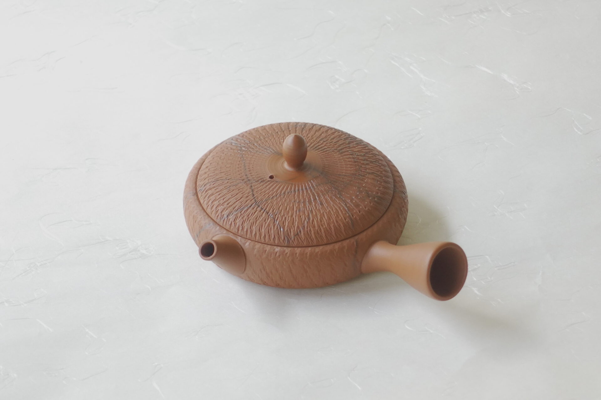 陶器 常滑焼 伝統工芸士 究極 平型 急須 朱泥 鉄分 お茶の味をまろやかに お茶の味を最大限引き出す よりおいしく 甘み 旨 味一人用 手づくり 職人技 とびかんな とちり 藻掛け 伝統技法 清潔 衛生的 液だれしにくい やわかい雰囲気 機能的 飽きが来ない 永く使える 逸品 美濃焼 鉄瓶 陶器 漆 漆器 有田焼 金継ぎ 焼き物 食器 陶磁器 伝統工芸品 茶碗 工芸品 九谷焼 南部鉄器 陶芸 陶器市 岐阜 焼き物 磁器 瀬戸物 岐阜県 岐阜市 美殿町６−番地 小林漆陶 漆塗り器 織部焼 小林漆器 箸 金継ぎ お香 食器 茶道具 陶器 美濃焼専門店 お皿 ceramics ih pottery うつわ うつわ屋 お皿屋さん お茶 お茶碗 お箸 かまど この辺に陶器屋さんってあります とうきいち やきもの ガラス工房 ギフト　ギフトショップ マグカップ モダン焼物 レンジできる陶器 切子 南部鉄器 どこ　岐阜市南部鉄器販売店 南部鉄器購入 岐阜県器屋 土鍋 岐阜小洒落たお皿 お椀が出る店 器 塗り物 漆塗り 陶器屋さん 食器屋さん お椀 ひのき 岐阜城周辺茶道具 販売陶器 販売陶器屋さん 陶器店 漆器店 岐阜有名な器屋さん 岐阜県食器売ってるところ 岐阜駅 陶器工芸品店 徳利 売ってる店 急須販売 扇子 抹茶 掛け軸 修復 日本陶瓷 漆器 木の食器 樺細工 江戸切子 食器 漆の器 漆器 うるし 漆器店 漆塗 漆椀 火鉢 灰 美殿町商店街 美濃焼ショップ 岐阜市 湯呑み お店 付近 美濃焼き専門店 美濃焼販売 花瓶 茶器 オンライン輪島塗 なつめ 店近くのガラス屋さん 近くの陶器屋さん 酒器 ガラス 金継ぎ依頼 岐阜鉄器鉄瓶 取扱店 Japanese 陶器 修理 陶器専門店 陶器小売店 岐阜陶器屋 陶器店 陶磁器 陶磁器専門店 陶芸家 おすすめ お店 岐阜食洗機対応 漆椀 Gifu JapanesetablewareJapanesecrafts Japaneseceramics Japanesepottery Handcrafted TraditionalCrafts Japaneseculture Traditionalart Japaneseteautensils TeaCeremony Japaneselacquerware インテリア 一輪挿し 入れ物 陶芸 陶芸皿 陶器いろいろ 陶器店 絵皿 絵柄 オンラインショップ 置物 おひつ オーブントースター 置物スタイリッシュ お皿 オブジェ 置物かわいい お皿陶磁器 お椀陶器 陶器欠損補修 花瓶 貫入 傘立て 陶器花 カップ 花 陶磁器 陶器金継ぎ キャニスター 器 急須 京都 金彩 九州 急須 陶芸食器 コーヒーカップ コップ 小物入れ 皿 ごはん鍋 食洗機 修理 食器 修理金継ぎ 陶器販売 瀬戸物 染付 タンブラー 耐熱陶器 茶碗 近くの陶器店 通販 土物 通販 手作り陶器 陶磁器 鍋