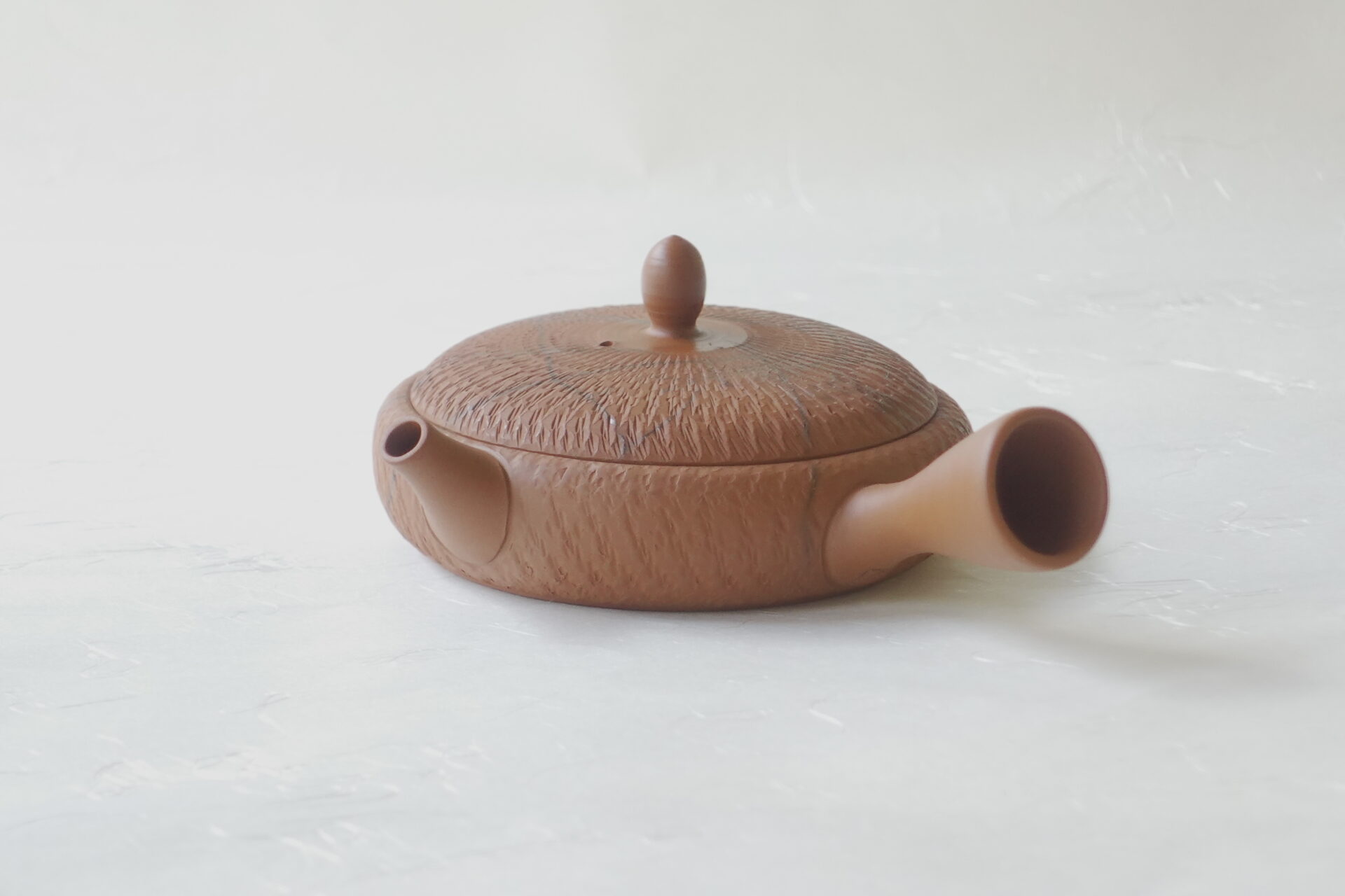 陶器 常滑焼 伝統工芸士 究極 平型 急須 朱泥 鉄分 お茶の味をまろやかに お茶の味を最大限引き出す よりおいしく 甘み 旨 味一人用 手づくり 職人技 とびかんな とちり 藻掛け 伝統技法 清潔 衛生的 液だれしにくい やわかい雰囲気 機能的 飽きが来ない 永く使える 逸品 美濃焼 鉄瓶 陶器 漆 漆器 有田焼 金継ぎ 焼き物 食器 陶磁器 伝統工芸品 茶碗 工芸品 九谷焼 南部鉄器 陶芸 陶器市 岐阜 焼き物 磁器 瀬戸物 岐阜県 岐阜市 美殿町６−番地 小林漆陶 漆塗り器 織部焼 小林漆器 箸 金継ぎ お香 食器 茶道具 陶器 美濃焼専門店 お皿 ceramics ih pottery うつわ うつわ屋 お皿屋さん お茶 お茶碗 お箸 かまど この辺に陶器屋さんってあります とうきいち やきもの ガラス工房 ギフト　ギフトショップ マグカップ モダン焼物 レンジできる陶器 切子 南部鉄器 どこ　岐阜市南部鉄器販売店 南部鉄器購入 岐阜県器屋 土鍋 岐阜小洒落たお皿 お椀が出る店 器 塗り物 漆塗り 陶器屋さん 食器屋さん お椀 ひのき 岐阜城周辺茶道具 販売陶器 販売陶器屋さん 陶器店 漆器店 岐阜有名な器屋さん 岐阜県食器売ってるところ 岐阜駅 陶器工芸品店 徳利 売ってる店 急須販売 扇子 抹茶 掛け軸 修復 日本陶瓷 漆器 木の食器 樺細工 江戸切子 食器 漆の器 漆器 うるし 漆器店 漆塗 漆椀 火鉢 灰 美殿町商店街 美濃焼ショップ 岐阜市 湯呑み お店 付近 美濃焼き専門店 美濃焼販売 花瓶 茶器 オンライン輪島塗 なつめ 店近くのガラス屋さん 近くの陶器屋さん 酒器 ガラス 金継ぎ依頼 岐阜鉄器鉄瓶 取扱店 Japanese 陶器 修理 陶器専門店 陶器小売店 岐阜陶器屋 陶器店 陶磁器 陶磁器専門店 陶芸家 おすすめ お店 岐阜食洗機対応 漆椀 Gifu JapanesetablewareJapanesecrafts Japaneseceramics Japanesepottery Handcrafted TraditionalCrafts Japaneseculture Traditionalart Japaneseteautensils TeaCeremony Japaneselacquerware インテリア 一輪挿し 入れ物 陶芸 陶芸皿 陶器いろいろ 陶器店 絵皿 絵柄 オンラインショップ 置物 おひつ オーブントースター 置物スタイリッシュ お皿 オブジェ 置物かわいい お皿陶磁器 お椀陶器 陶器欠損補修 花瓶 貫入 傘立て 陶器花 カップ 花 陶磁器 陶器金継ぎ キャニスター 器 急須 京都 金彩 九州 急須 陶芸食器 コーヒーカップ コップ 小物入れ 皿 ごはん鍋 食洗機 修理 食器 修理金継ぎ 陶器販売 瀬戸物 染付 タンブラー 耐熱陶器 茶碗 近くの陶器店 通販 土物 通販 手作り陶器 陶磁器 鍋