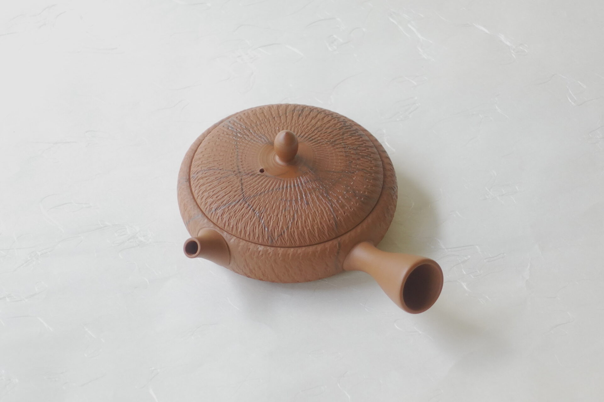 陶器 常滑焼 伝統工芸士 究極 平型 急須 朱泥 鉄分 お茶の味をまろやかに お茶の味を最大限引き出す よりおいしく 甘み 旨 味一人用 手づくり 職人技 とびかんな とちり 藻掛け 伝統技法 清潔 衛生的 液だれしにくい やわかい雰囲気 機能的 飽きが来ない 永く使える 逸品 美濃焼 鉄瓶 陶器 漆 漆器 有田焼 金継ぎ 焼き物 食器 陶磁器 伝統工芸品 茶碗 工芸品 九谷焼 南部鉄器 陶芸 陶器市 岐阜 焼き物 磁器 瀬戸物 岐阜県 岐阜市 美殿町６−番地 小林漆陶 漆塗り器 織部焼 小林漆器 箸 金継ぎ お香 食器 茶道具 陶器 美濃焼専門店 お皿 ceramics ih pottery うつわ うつわ屋 お皿屋さん お茶 お茶碗 お箸 かまど この辺に陶器屋さんってあります とうきいち やきもの ガラス工房 ギフト　ギフトショップ マグカップ モダン焼物 レンジできる陶器 切子 南部鉄器 どこ　岐阜市南部鉄器販売店 南部鉄器購入 岐阜県器屋 土鍋 岐阜小洒落たお皿 お椀が出る店 器 塗り物 漆塗り 陶器屋さん 食器屋さん お椀 ひのき 岐阜城周辺茶道具 販売陶器 販売陶器屋さん 陶器店 漆器店 岐阜有名な器屋さん 岐阜県食器売ってるところ 岐阜駅 陶器工芸品店 徳利 売ってる店 急須販売 扇子 抹茶 掛け軸 修復 日本陶瓷 漆器 木の食器 樺細工 江戸切子 食器 漆の器 漆器 うるし 漆器店 漆塗 漆椀 火鉢 灰 美殿町商店街 美濃焼ショップ 岐阜市 湯呑み お店 付近 美濃焼き専門店 美濃焼販売 花瓶 茶器 オンライン輪島塗 なつめ 店近くのガラス屋さん 近くの陶器屋さん 酒器 ガラス 金継ぎ依頼 岐阜鉄器鉄瓶 取扱店 Japanese 陶器 修理 陶器専門店 陶器小売店 岐阜陶器屋 陶器店 陶磁器 陶磁器専門店 陶芸家 おすすめ お店 岐阜食洗機対応 漆椀 Gifu JapanesetablewareJapanesecrafts Japaneseceramics Japanesepottery Handcrafted TraditionalCrafts Japaneseculture Traditionalart Japaneseteautensils TeaCeremony Japaneselacquerware インテリア 一輪挿し 入れ物 陶芸 陶芸皿 陶器いろいろ 陶器店 絵皿 絵柄 オンラインショップ 置物 おひつ オーブントースター 置物スタイリッシュ お皿 オブジェ 置物かわいい お皿陶磁器 お椀陶器 陶器欠損補修 花瓶 貫入 傘立て 陶器花 カップ 花 陶磁器 陶器金継ぎ キャニスター 器 急須 京都 金彩 九州 急須 陶芸食器 コーヒーカップ コップ 小物入れ 皿 ごはん鍋 食洗機 修理 食器 修理金継ぎ 陶器販売 瀬戸物 染付 タンブラー 耐熱陶器 茶碗 近くの陶器店 通販 土物 通販 手作り陶器 陶磁器 鍋