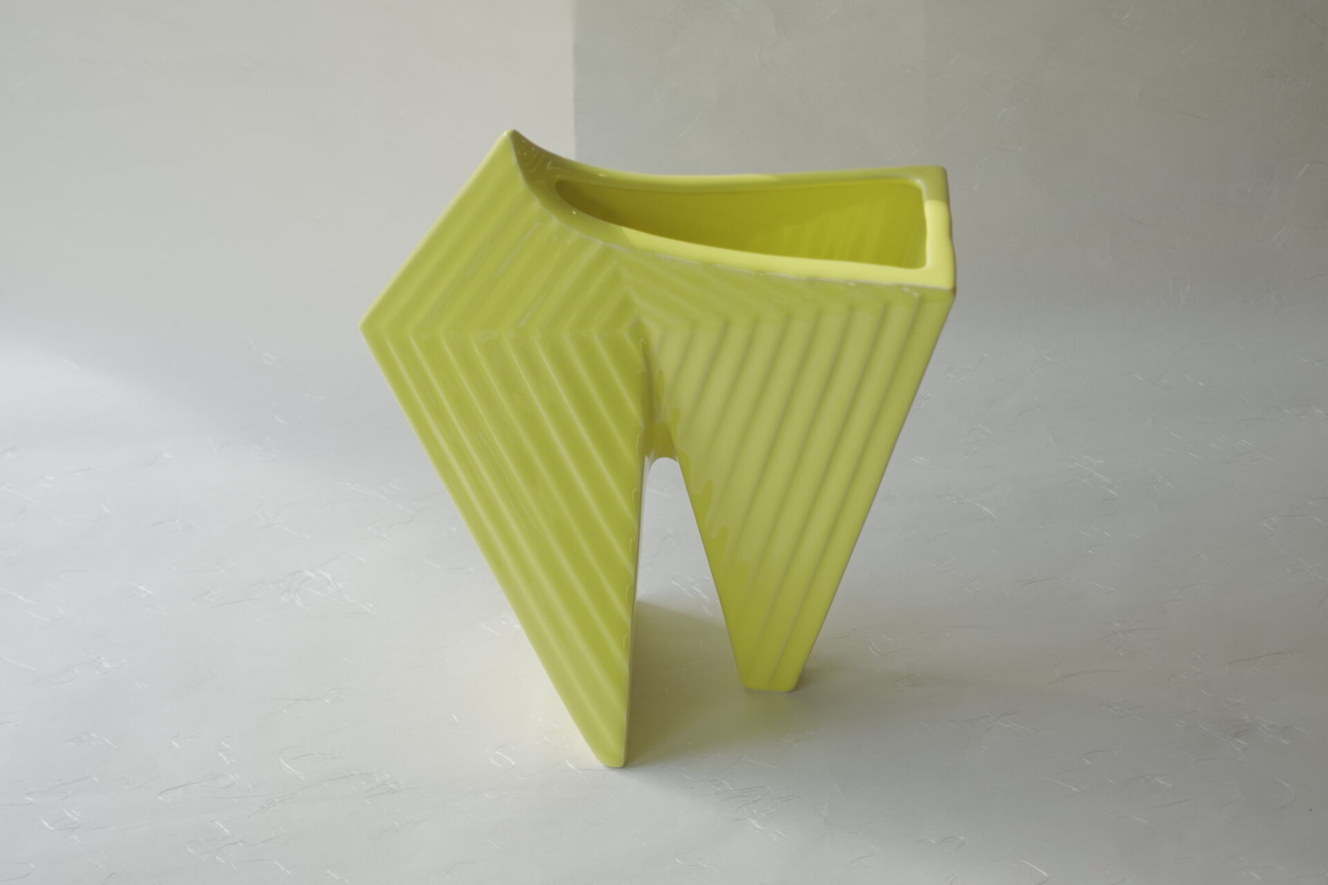 陶器 信楽焼 変形 花器 三角形 立体的 生け花 様々なバリエーション 花を活ける 黄 シンプル 花を引き立てる 明るい雰囲気 飽きが来ない 永く使える 美濃焼 鉄瓶 陶器 漆 漆器 有田焼 金継ぎ 焼き物 食器 陶磁器 伝統工芸品 茶碗 工芸品 九谷焼 南部鉄器 陶芸 陶器市 岐阜 焼き物 磁器 瀬戸物 岐阜県 岐阜市 美殿町６−番地 小林漆陶 漆塗り器 織部焼 小林漆器 箸 金継ぎ お香 食器 茶道具 陶器 美濃焼専門店 お皿 ceramics ih pottery うつわ うつわ屋 お皿屋さん お茶 お茶碗 お箸 かまど この辺に陶器屋さんってあります とうきいち やきもの ガラス工房 ギフト　ギフトショップ マグカップ モダン焼物 レンジできる陶器 切子 南部鉄器 どこ　岐阜市南部鉄器販売店 南部鉄器購入 岐阜県器屋 土鍋 岐阜小洒落たお皿 お椀が出る店 器 塗り物 漆塗り 陶器屋さん 食器屋さん お椀 ひのき 岐阜城周辺茶道具 販売陶器 販売陶器屋さん 陶器店 漆器店 岐阜有名な器屋さん 岐阜県食器売ってるところ 岐阜駅 陶器工芸品店 徳利 売ってる店 急須販売 扇子 抹茶 掛け軸 修復 日本陶瓷 漆器 木の食器 樺細工 江戸切子 食器 漆の器 漆器 うるし 漆器店 漆塗 漆椀 火鉢 灰 美殿町商店街 美濃焼ショップ 岐阜市 湯呑み お店 付近 美濃焼き専門店 美濃焼販売 花瓶 茶器 オンライン輪島塗 なつめ 店近くのガラス屋さん 近くの陶器屋さん 酒器 ガラス 金継ぎ依頼 岐阜鉄器鉄瓶 取扱店 Japanese 陶器 修理 陶器専門店 陶器小売店 岐阜陶器屋 陶器店 陶磁器 陶磁器専門店 陶芸家 おすすめ お店 岐阜食洗機対応 漆椀 Gifu JapanesetablewareJapanesecrafts Japaneseceramics Japanesepottery Handcrafted TraditionalCrafts Japaneseculture Traditionalart Japaneseteautensils TeaCeremony Japaneselacquerware インテリア 一輪挿し 入れ物 陶芸 陶芸皿 陶器いろいろ 陶器店 絵皿 絵柄 オンラインショップ 置物 おひつ オーブントースター 置物スタイリッシュ お皿 オブジェ 置物かわいい お皿陶磁器 お椀陶器 陶器欠損補修 花瓶 貫入 傘立て 陶器花 カップ 花 陶磁器 陶器金継ぎ キャニスター 器 急須 京都 金彩 九州 急須 陶芸食器 コーヒーカップ コップ 小物入れ 皿 ごはん鍋 食洗機 修理 食器 修理金継ぎ 陶器販売 瀬戸物 染付 タンブラー 耐熱陶器 茶碗 近くの陶器店 通販 土物 通販 手作り陶器 陶磁器 鍋