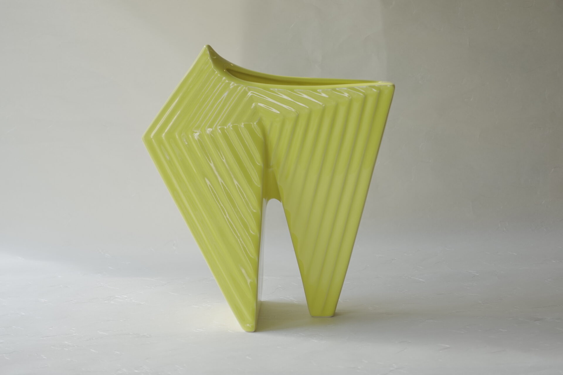 陶器 信楽焼 変形 花器 三角形 立体的 生け花 様々なバリエーション 花を活ける 黄 シンプル 花を引き立てる 明るい雰囲気 飽きが来ない 永く使える 美濃焼 鉄瓶 陶器 漆 漆器 有田焼 金継ぎ 焼き物 食器 陶磁器 伝統工芸品 茶碗 工芸品 九谷焼 南部鉄器 陶芸 陶器市 岐阜 焼き物 磁器 瀬戸物 岐阜県 岐阜市 美殿町６−番地 小林漆陶 漆塗り器 織部焼 小林漆器 箸 金継ぎ お香 食器 茶道具 陶器 美濃焼専門店 お皿 ceramics ih pottery うつわ うつわ屋 お皿屋さん お茶 お茶碗 お箸 かまど この辺に陶器屋さんってあります とうきいち やきもの ガラス工房 ギフト　ギフトショップ マグカップ モダン焼物 レンジできる陶器 切子 南部鉄器 どこ　岐阜市南部鉄器販売店 南部鉄器購入 岐阜県器屋 土鍋 岐阜小洒落たお皿 お椀が出る店 器 塗り物 漆塗り 陶器屋さん 食器屋さん お椀 ひのき 岐阜城周辺茶道具 販売陶器 販売陶器屋さん 陶器店 漆器店 岐阜有名な器屋さん 岐阜県食器売ってるところ 岐阜駅 陶器工芸品店 徳利 売ってる店 急須販売 扇子 抹茶 掛け軸 修復 日本陶瓷 漆器 木の食器 樺細工 江戸切子 食器 漆の器 漆器 うるし 漆器店 漆塗 漆椀 火鉢 灰 美殿町商店街 美濃焼ショップ 岐阜市 湯呑み お店 付近 美濃焼き専門店 美濃焼販売 花瓶 茶器 オンライン輪島塗 なつめ 店近くのガラス屋さん 近くの陶器屋さん 酒器 ガラス 金継ぎ依頼 岐阜鉄器鉄瓶 取扱店 Japanese 陶器 修理 陶器専門店 陶器小売店 岐阜陶器屋 陶器店 陶磁器 陶磁器専門店 陶芸家 おすすめ お店 岐阜食洗機対応 漆椀 Gifu JapanesetablewareJapanesecrafts Japaneseceramics Japanesepottery Handcrafted TraditionalCrafts Japaneseculture Traditionalart Japaneseteautensils TeaCeremony Japaneselacquerware インテリア 一輪挿し 入れ物 陶芸 陶芸皿 陶器いろいろ 陶器店 絵皿 絵柄 オンラインショップ 置物 おひつ オーブントースター 置物スタイリッシュ お皿 オブジェ 置物かわいい お皿陶磁器 お椀陶器 陶器欠損補修 花瓶 貫入 傘立て 陶器花 カップ 花 陶磁器 陶器金継ぎ キャニスター 器 急須 京都 金彩 九州 急須 陶芸食器 コーヒーカップ コップ 小物入れ 皿 ごはん鍋 食洗機 修理 食器 修理金継ぎ 陶器販売 瀬戸物 染付 タンブラー 耐熱陶器 茶碗 近くの陶器店 通販 土物 通販 手作り陶器 陶磁器 鍋