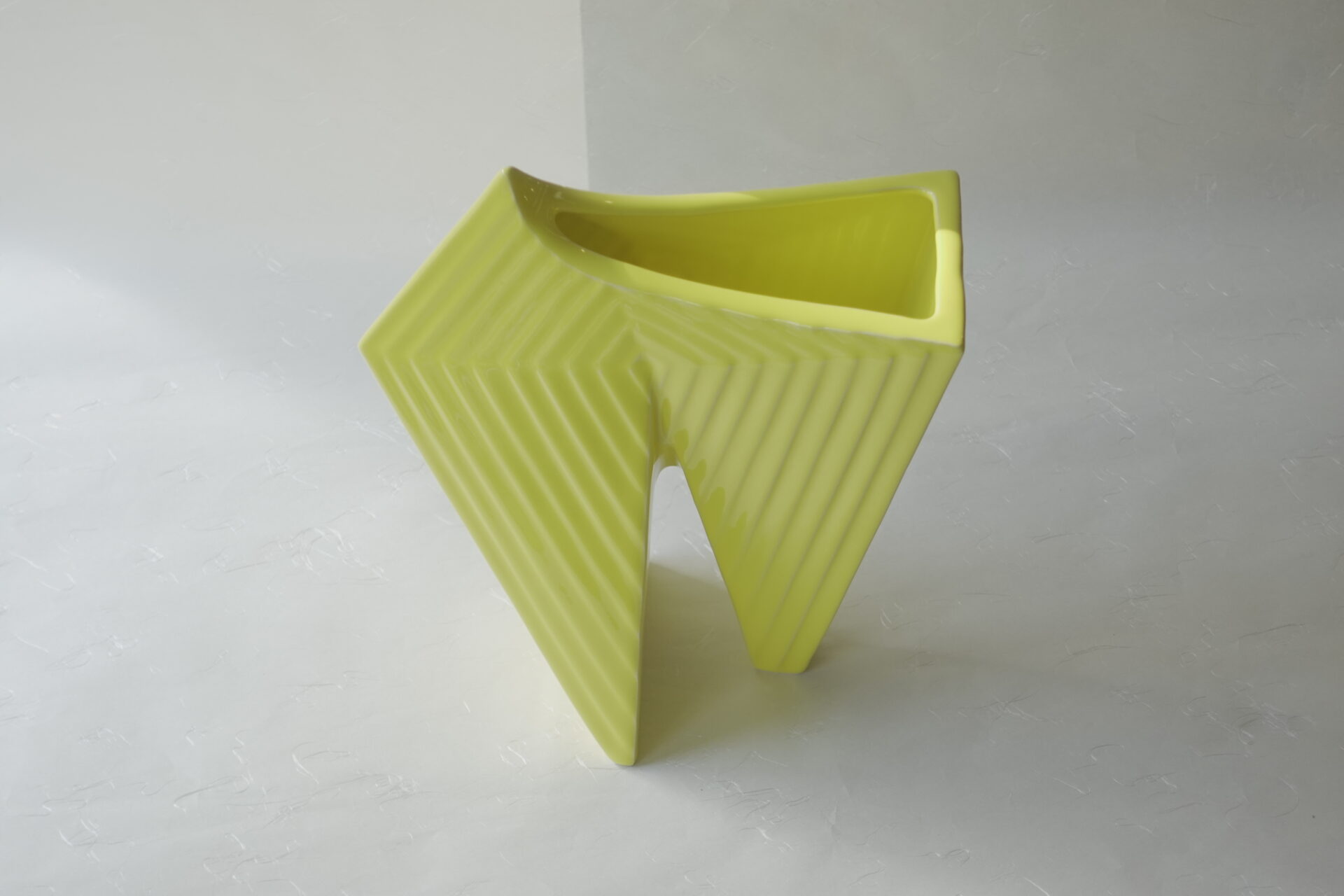 陶器 信楽焼 変形 花器 三角形 立体的 生け花 様々なバリエーション 花を活ける 黄 シンプル 花を引き立てる 明るい雰囲気 飽きが来ない 永く使える 美濃焼 鉄瓶 陶器 漆 漆器 有田焼 金継ぎ 焼き物 食器 陶磁器 伝統工芸品 茶碗 工芸品 九谷焼 南部鉄器 陶芸 陶器市 岐阜 焼き物 磁器 瀬戸物 岐阜県 岐阜市 美殿町６−番地 小林漆陶 漆塗り器 織部焼 小林漆器 箸 金継ぎ お香 食器 茶道具 陶器 美濃焼専門店 お皿 ceramics ih pottery うつわ うつわ屋 お皿屋さん お茶 お茶碗 お箸 かまど この辺に陶器屋さんってあります とうきいち やきもの ガラス工房 ギフト　ギフトショップ マグカップ モダン焼物 レンジできる陶器 切子 南部鉄器 どこ　岐阜市南部鉄器販売店 南部鉄器購入 岐阜県器屋 土鍋 岐阜小洒落たお皿 お椀が出る店 器 塗り物 漆塗り 陶器屋さん 食器屋さん お椀 ひのき 岐阜城周辺茶道具 販売陶器 販売陶器屋さん 陶器店 漆器店 岐阜有名な器屋さん 岐阜県食器売ってるところ 岐阜駅 陶器工芸品店 徳利 売ってる店 急須販売 扇子 抹茶 掛け軸 修復 日本陶瓷 漆器 木の食器 樺細工 江戸切子 食器 漆の器 漆器 うるし 漆器店 漆塗 漆椀 火鉢 灰 美殿町商店街 美濃焼ショップ 岐阜市 湯呑み お店 付近 美濃焼き専門店 美濃焼販売 花瓶 茶器 オンライン輪島塗 なつめ 店近くのガラス屋さん 近くの陶器屋さん 酒器 ガラス 金継ぎ依頼 岐阜鉄器鉄瓶 取扱店 Japanese 陶器 修理 陶器専門店 陶器小売店 岐阜陶器屋 陶器店 陶磁器 陶磁器専門店 陶芸家 おすすめ お店 岐阜食洗機対応 漆椀 Gifu JapanesetablewareJapanesecrafts Japaneseceramics Japanesepottery Handcrafted TraditionalCrafts Japaneseculture Traditionalart Japaneseteautensils TeaCeremony Japaneselacquerware インテリア 一輪挿し 入れ物 陶芸 陶芸皿 陶器いろいろ 陶器店 絵皿 絵柄 オンラインショップ 置物 おひつ オーブントースター 置物スタイリッシュ お皿 オブジェ 置物かわいい お皿陶磁器 お椀陶器 陶器欠損補修 花瓶 貫入 傘立て 陶器花 カップ 花 陶磁器 陶器金継ぎ キャニスター 器 急須 京都 金彩 九州 急須 陶芸食器 コーヒーカップ コップ 小物入れ 皿 ごはん鍋 食洗機 修理 食器 修理金継ぎ 陶器販売 瀬戸物 染付 タンブラー 耐熱陶器 茶碗 近くの陶器店 通販 土物 通販 手作り陶器 陶磁器 鍋