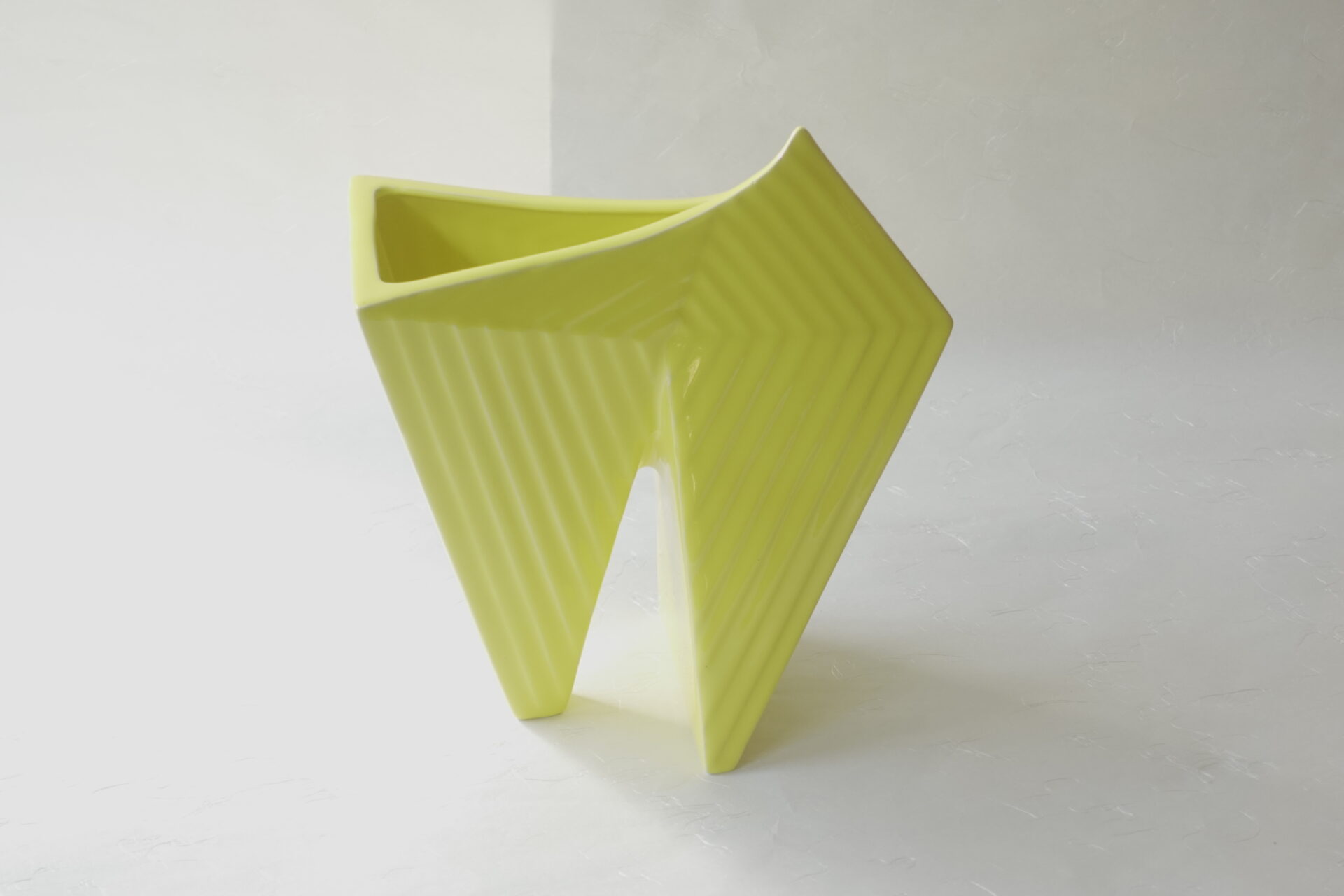 陶器 信楽焼 変形 花器 三角形 立体的 生け花 様々なバリエーション 花を活ける 黄 シンプル 花を引き立てる 明るい雰囲気 飽きが来ない 永く使える 美濃焼 鉄瓶 陶器 漆 漆器 有田焼 金継ぎ 焼き物 食器 陶磁器 伝統工芸品 茶碗 工芸品 九谷焼 南部鉄器 陶芸 陶器市 岐阜 焼き物 磁器 瀬戸物 岐阜県 岐阜市 美殿町６−番地 小林漆陶 漆塗り器 織部焼 小林漆器 箸 金継ぎ お香 食器 茶道具 陶器 美濃焼専門店 お皿 ceramics ih pottery うつわ うつわ屋 お皿屋さん お茶 お茶碗 お箸 かまど この辺に陶器屋さんってあります とうきいち やきもの ガラス工房 ギフト　ギフトショップ マグカップ モダン焼物 レンジできる陶器 切子 南部鉄器 どこ　岐阜市南部鉄器販売店 南部鉄器購入 岐阜県器屋 土鍋 岐阜小洒落たお皿 お椀が出る店 器 塗り物 漆塗り 陶器屋さん 食器屋さん お椀 ひのき 岐阜城周辺茶道具 販売陶器 販売陶器屋さん 陶器店 漆器店 岐阜有名な器屋さん 岐阜県食器売ってるところ 岐阜駅 陶器工芸品店 徳利 売ってる店 急須販売 扇子 抹茶 掛け軸 修復 日本陶瓷 漆器 木の食器 樺細工 江戸切子 食器 漆の器 漆器 うるし 漆器店 漆塗 漆椀 火鉢 灰 美殿町商店街 美濃焼ショップ 岐阜市 湯呑み お店 付近 美濃焼き専門店 美濃焼販売 花瓶 茶器 オンライン輪島塗 なつめ 店近くのガラス屋さん 近くの陶器屋さん 酒器 ガラス 金継ぎ依頼 岐阜鉄器鉄瓶 取扱店 Japanese 陶器 修理 陶器専門店 陶器小売店 岐阜陶器屋 陶器店 陶磁器 陶磁器専門店 陶芸家 おすすめ お店 岐阜食洗機対応 漆椀 Gifu JapanesetablewareJapanesecrafts Japaneseceramics Japanesepottery Handcrafted TraditionalCrafts Japaneseculture Traditionalart Japaneseteautensils TeaCeremony Japaneselacquerware インテリア 一輪挿し 入れ物 陶芸 陶芸皿 陶器いろいろ 陶器店 絵皿 絵柄 オンラインショップ 置物 おひつ オーブントースター 置物スタイリッシュ お皿 オブジェ 置物かわいい お皿陶磁器 お椀陶器 陶器欠損補修 花瓶 貫入 傘立て 陶器花 カップ 花 陶磁器 陶器金継ぎ キャニスター 器 急須 京都 金彩 九州 急須 陶芸食器 コーヒーカップ コップ 小物入れ 皿 ごはん鍋 食洗機 修理 食器 修理金継ぎ 陶器販売 瀬戸物 染付 タンブラー 耐熱陶器 茶碗 近くの陶器店 通販 土物 通販 手作り陶器 陶磁器 鍋