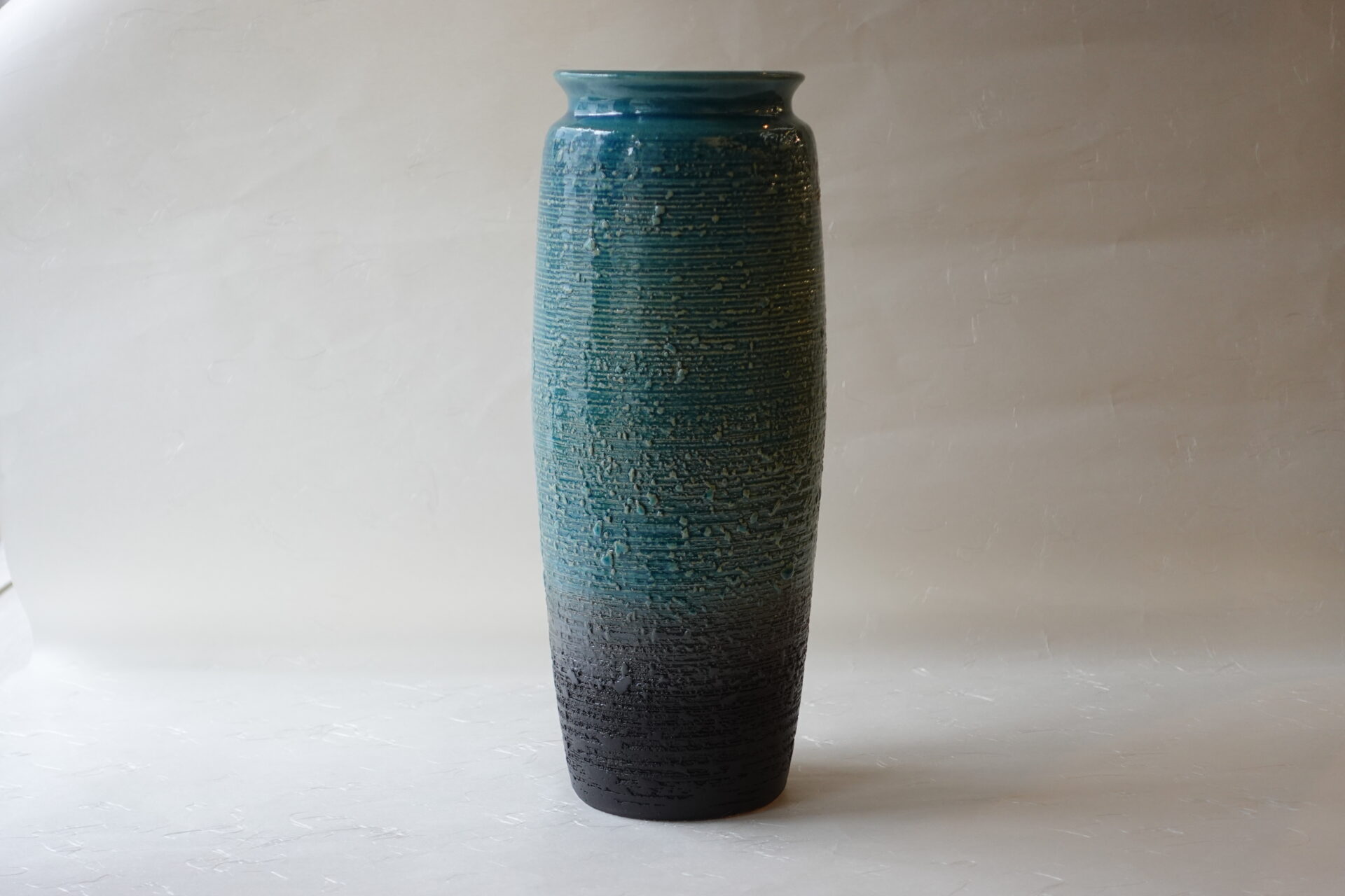 陶器 信楽焼 投げ入れ なげいれ 花器 生け花 自由 自然の風情 美しい花 松皮 高い質感 艶 美しいブルー 洒落たデザイン 透明感 清涼感 高級感 日常の空間を彩る 手軽 美濃焼 鉄瓶 陶器 漆 漆器 有田焼 金継ぎ 焼き物 食器 陶磁器 伝統工芸品 茶碗 工芸品 九谷焼 南部鉄器 陶芸 陶器市 岐阜 焼き物 磁器 瀬戸物 岐阜県 岐阜市 美殿町６−番地 小林漆陶 漆塗り器 織部焼 小林漆器 箸 金継ぎ お香 食器 茶道具 陶器 美濃焼専門店 お皿 ceramics ih pottery うつわ うつわ屋 お皿屋さん お茶 お茶碗 お箸 かまど この辺に陶器屋さんってあります とうきいち やきもの ガラス工房 ギフト　ギフトショップ マグカップ モダン焼物 レンジできる陶器 切子 南部鉄器 どこ　岐阜市南部鉄器販売店 南部鉄器購入 岐阜県器屋 土鍋 岐阜小洒落たお皿 お椀が出る店 器 塗り物 漆塗り 陶器屋さん 食器屋さん お椀 ひのき 岐阜城周辺茶道具 販売陶器 販売陶器屋さん 陶器店 漆器店 岐阜有名な器屋さん 岐阜県食器売ってるところ 岐阜駅 陶器工芸品店 徳利 売ってる店 急須販売 扇子 抹茶 掛け軸 修復 日本陶瓷 漆器 木の食器 樺細工 江戸切子 食器 漆の器 漆器 うるし 漆器店 漆塗 漆椀 火鉢 灰 美殿町商店街 美濃焼ショップ 岐阜市 湯呑み お店 付近 美濃焼き専門店 美濃焼販売 花瓶 茶器 オンライン輪島塗 なつめ 店近くのガラス屋さん 近くの陶器屋さん 酒器 ガラス 金継ぎ依頼 岐阜鉄器鉄瓶 取扱店 Japanese 陶器 修理 陶器専門店 陶器小売店 岐阜陶器屋 陶器店 陶磁器 陶磁器専門店 陶芸家 おすすめ お店 岐阜食洗機対応 漆椀 Gifu JapanesetablewareJapanesecrafts Japaneseceramics Japanesepottery Handcrafted TraditionalCrafts Japaneseculture Traditionalart Japaneseteautensils TeaCeremony Japaneselacquerware インテリア 一輪挿し 入れ物 陶芸 陶芸皿 陶器いろいろ 陶器店 絵皿 絵柄 オンラインショップ 置物 おひつ オーブントースター 置物スタイリッシュ お皿 オブジェ 置物かわいい お皿陶磁器 お椀陶器 陶器欠損補修 花瓶 貫入 傘立て 陶器花 カップ 花 陶磁器 陶器金継ぎ キャニスター 器 急須 京都 金彩 九州 急須 陶芸食器 コーヒーカップ コップ 小物入れ 皿 ごはん鍋 食洗機 修理 食器 修理金継ぎ 陶器販売 瀬戸物 染付 タンブラー 耐熱陶器 茶碗 近くの陶器店 通販 土物 通販 手作り陶器 陶磁器 鍋