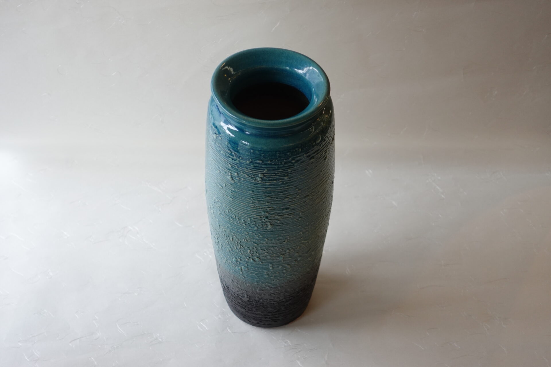 陶器 信楽焼 投げ入れ なげいれ 花器 生け花 自由 自然の風情 美しい花 松皮 高い質感 艶 美しいブルー 洒落たデザイン 透明感 清涼感 高級感 日常の空間を彩る 手軽 美濃焼 鉄瓶 陶器 漆 漆器 有田焼 金継ぎ 焼き物 食器 陶磁器 伝統工芸品 茶碗 工芸品 九谷焼 南部鉄器 陶芸 陶器市 岐阜 焼き物 磁器 瀬戸物 岐阜県 岐阜市 美殿町６−番地 小林漆陶 漆塗り器 織部焼 小林漆器 箸 金継ぎ お香 食器 茶道具 陶器 美濃焼専門店 お皿 ceramics ih pottery うつわ うつわ屋 お皿屋さん お茶 お茶碗 お箸 かまど この辺に陶器屋さんってあります とうきいち やきもの ガラス工房 ギフト　ギフトショップ マグカップ モダン焼物 レンジできる陶器 切子 南部鉄器 どこ　岐阜市南部鉄器販売店 南部鉄器購入 岐阜県器屋 土鍋 岐阜小洒落たお皿 お椀が出る店 器 塗り物 漆塗り 陶器屋さん 食器屋さん お椀 ひのき 岐阜城周辺茶道具 販売陶器 販売陶器屋さん 陶器店 漆器店 岐阜有名な器屋さん 岐阜県食器売ってるところ 岐阜駅 陶器工芸品店 徳利 売ってる店 急須販売 扇子 抹茶 掛け軸 修復 日本陶瓷 漆器 木の食器 樺細工 江戸切子 食器 漆の器 漆器 うるし 漆器店 漆塗 漆椀 火鉢 灰 美殿町商店街 美濃焼ショップ 岐阜市 湯呑み お店 付近 美濃焼き専門店 美濃焼販売 花瓶 茶器 オンライン輪島塗 なつめ 店近くのガラス屋さん 近くの陶器屋さん 酒器 ガラス 金継ぎ依頼 岐阜鉄器鉄瓶 取扱店 Japanese 陶器 修理 陶器専門店 陶器小売店 岐阜陶器屋 陶器店 陶磁器 陶磁器専門店 陶芸家 おすすめ お店 岐阜食洗機対応 漆椀 Gifu JapanesetablewareJapanesecrafts Japaneseceramics Japanesepottery Handcrafted TraditionalCrafts Japaneseculture Traditionalart Japaneseteautensils TeaCeremony Japaneselacquerware インテリア 一輪挿し 入れ物 陶芸 陶芸皿 陶器いろいろ 陶器店 絵皿 絵柄 オンラインショップ 置物 おひつ オーブントースター 置物スタイリッシュ お皿 オブジェ 置物かわいい お皿陶磁器 お椀陶器 陶器欠損補修 花瓶 貫入 傘立て 陶器花 カップ 花 陶磁器 陶器金継ぎ キャニスター 器 急須 京都 金彩 九州 急須 陶芸食器 コーヒーカップ コップ 小物入れ 皿 ごはん鍋 食洗機 修理 食器 修理金継ぎ 陶器販売 瀬戸物 染付 タンブラー 耐熱陶器 茶碗 近くの陶器店 通販 土物 通販 手作り陶器 陶磁器 鍋