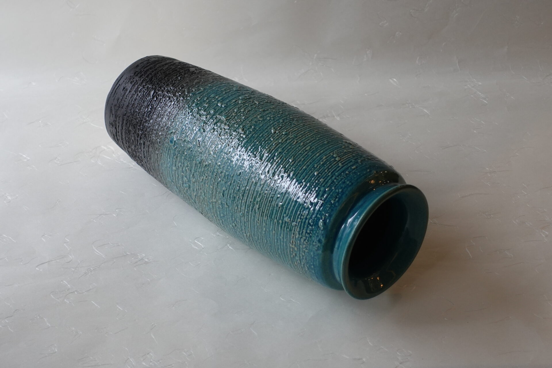 陶器 信楽焼 投げ入れ なげいれ 花器 生け花 自由 自然の風情 美しい花 松皮 高い質感 艶 美しいブルー 洒落たデザイン 透明感 清涼感 高級感 日常の空間を彩る 手軽 美濃焼 鉄瓶 陶器 漆 漆器 有田焼 金継ぎ 焼き物 食器 陶磁器 伝統工芸品 茶碗 工芸品 九谷焼 南部鉄器 陶芸 陶器市 岐阜 焼き物 磁器 瀬戸物 岐阜県 岐阜市 美殿町６−番地 小林漆陶 漆塗り器 織部焼 小林漆器 箸 金継ぎ お香 食器 茶道具 陶器 美濃焼専門店 お皿 ceramics ih pottery うつわ うつわ屋 お皿屋さん お茶 お茶碗 お箸 かまど この辺に陶器屋さんってあります とうきいち やきもの ガラス工房 ギフト　ギフトショップ マグカップ モダン焼物 レンジできる陶器 切子 南部鉄器 どこ　岐阜市南部鉄器販売店 南部鉄器購入 岐阜県器屋 土鍋 岐阜小洒落たお皿 お椀が出る店 器 塗り物 漆塗り 陶器屋さん 食器屋さん お椀 ひのき 岐阜城周辺茶道具 販売陶器 販売陶器屋さん 陶器店 漆器店 岐阜有名な器屋さん 岐阜県食器売ってるところ 岐阜駅 陶器工芸品店 徳利 売ってる店 急須販売 扇子 抹茶 掛け軸 修復 日本陶瓷 漆器 木の食器 樺細工 江戸切子 食器 漆の器 漆器 うるし 漆器店 漆塗 漆椀 火鉢 灰 美殿町商店街 美濃焼ショップ 岐阜市 湯呑み お店 付近 美濃焼き専門店 美濃焼販売 花瓶 茶器 オンライン輪島塗 なつめ 店近くのガラス屋さん 近くの陶器屋さん 酒器 ガラス 金継ぎ依頼 岐阜鉄器鉄瓶 取扱店 Japanese 陶器 修理 陶器専門店 陶器小売店 岐阜陶器屋 陶器店 陶磁器 陶磁器専門店 陶芸家 おすすめ お店 岐阜食洗機対応 漆椀 Gifu JapanesetablewareJapanesecrafts Japaneseceramics Japanesepottery Handcrafted TraditionalCrafts Japaneseculture Traditionalart Japaneseteautensils TeaCeremony Japaneselacquerware インテリア 一輪挿し 入れ物 陶芸 陶芸皿 陶器いろいろ 陶器店 絵皿 絵柄 オンラインショップ 置物 おひつ オーブントースター 置物スタイリッシュ お皿 オブジェ 置物かわいい お皿陶磁器 お椀陶器 陶器欠損補修 花瓶 貫入 傘立て 陶器花 カップ 花 陶磁器 陶器金継ぎ キャニスター 器 急須 京都 金彩 九州 急須 陶芸食器 コーヒーカップ コップ 小物入れ 皿 ごはん鍋 食洗機 修理 食器 修理金継ぎ 陶器販売 瀬戸物 染付 タンブラー 耐熱陶器 茶碗 近くの陶器店 通販 土物 通販 手作り陶器 陶磁器 鍋