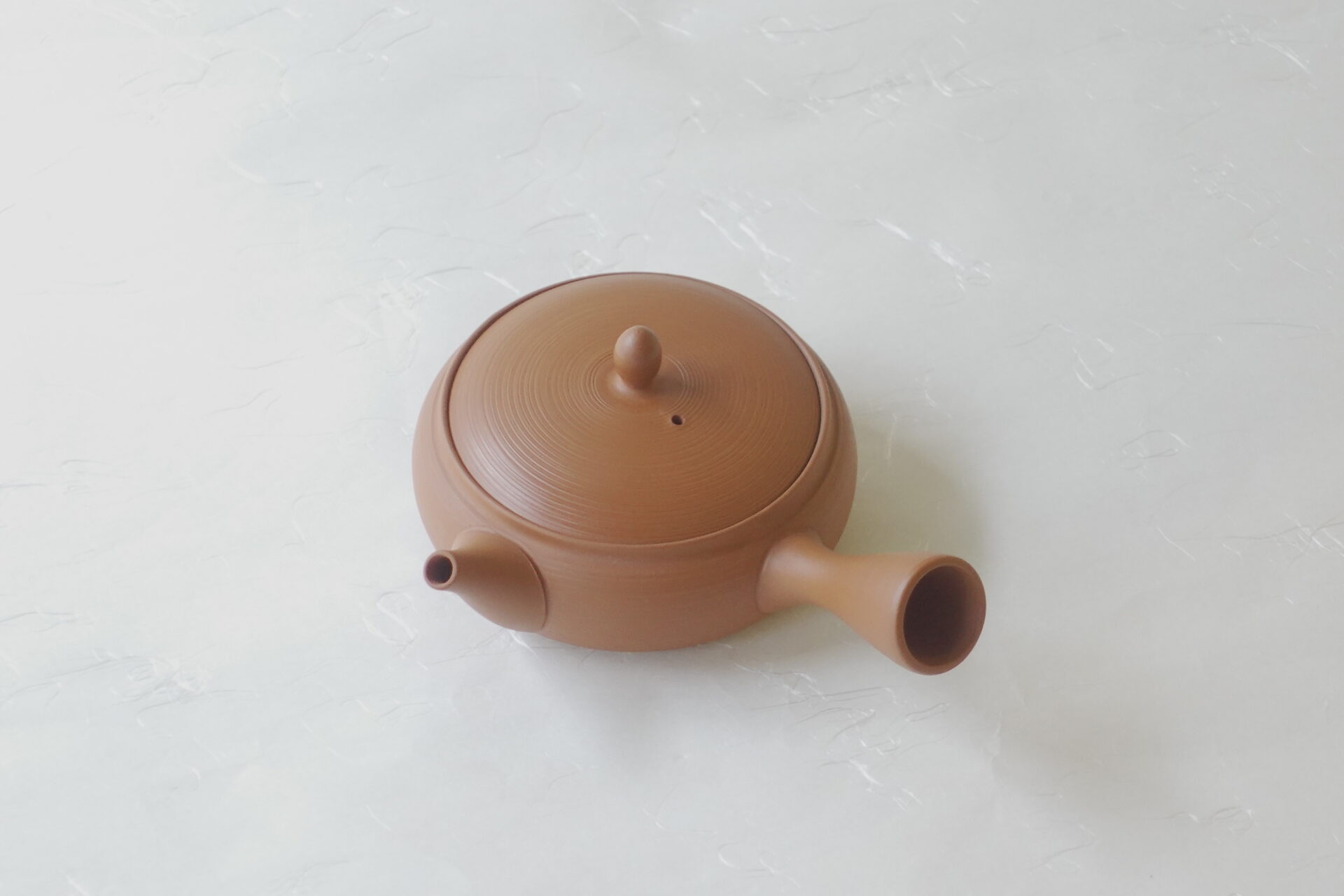 陶器 常滑焼 伝統工芸士 究極 平型 急須 朱泥 お茶をまろやか よりおいしく お茶の味を引き出す 甘み 旨味 一人用 手づくり 熟練 職人技 洗いやすい 清潔 衛生的 液だれしにくい 丸み やわらかい雰囲気 機能的 飽きが来ない 永く使える 逸品 美濃焼 鉄瓶 陶器 漆 漆器 有田焼 金継ぎ 焼き物 食器 陶磁器 伝統工芸品 茶碗 工芸品 九谷焼 南部鉄器 陶芸 陶器市 岐阜 焼き物 磁器 瀬戸物 岐阜県 岐阜市 美殿町６−番地 小林漆陶 漆塗り器 織部焼 小林漆器 箸 金継ぎ お香 食器 茶道具 陶器 美濃焼専門店 お皿 ceramics ih pottery うつわ うつわ屋 お皿屋さん お茶 お茶碗 お箸 かまど この辺に陶器屋さんってあります とうきいち やきもの ガラス工房 ギフト　ギフトショップ マグカップ モダン焼物 レンジできる陶器 切子 南部鉄器 どこ　岐阜市南部鉄器販売店 南部鉄器購入 岐阜県器屋 土鍋 岐阜小洒落たお皿 お椀が出る店 器 塗り物 漆塗り 陶器屋さん 食器屋さん お椀 ひのき 岐阜城周辺茶道具 販売陶器 販売陶器屋さん 陶器店 漆器店 岐阜有名な器屋さん 岐阜県食器売ってるところ 岐阜駅 陶器工芸品店 徳利 売ってる店 急須販売 扇子 抹茶 掛け軸 修復 日本陶瓷 漆器 木の食器 樺細工 江戸切子 食器 漆の器 漆器 うるし 漆器店 漆塗 漆椀 火鉢 灰 美殿町商店街 美濃焼ショップ 岐阜市 湯呑み お店 付近 美濃焼き専門店 美濃焼販売 花瓶 茶器 オンライン輪島塗 なつめ 店近くのガラス屋さん 近くの陶器屋さん 酒器 ガラス 金継ぎ依頼 岐阜鉄器鉄瓶 取扱店 Japanese 陶器 修理 陶器専門店 陶器小売店 岐阜陶器屋 陶器店 陶磁器 陶磁器専門店 陶芸家 おすすめ お店 岐阜食洗機対応 漆椀 Gifu JapanesetablewareJapanesecrafts Japaneseceramics Japanesepottery Handcrafted TraditionalCrafts Japaneseculture Traditionalart Japaneseteautensils TeaCeremony Japaneselacquerware インテリア 一輪挿し 入れ物 陶芸 陶芸皿 陶器いろいろ 陶器店 絵皿 絵柄 オンラインショップ 置物 おひつ オーブントースター 置物スタイリッシュ お皿 オブジェ 置物かわいい お皿陶磁器 お椀陶器 陶器欠損補修 花瓶 貫入 傘立て 陶器花 カップ 花 陶磁器 陶器金継ぎ キャニスター 器 急須 京都 金彩 九州 急須 陶芸食器 コーヒーカップ コップ 小物入れ 皿 ごはん鍋 食洗機 修理 食器 修理金継ぎ 陶器販売 瀬戸物 染付 タンブラー 耐熱陶器 茶碗 近くの陶器店 通販 土物 通販 手作り陶器 陶磁器 鍋